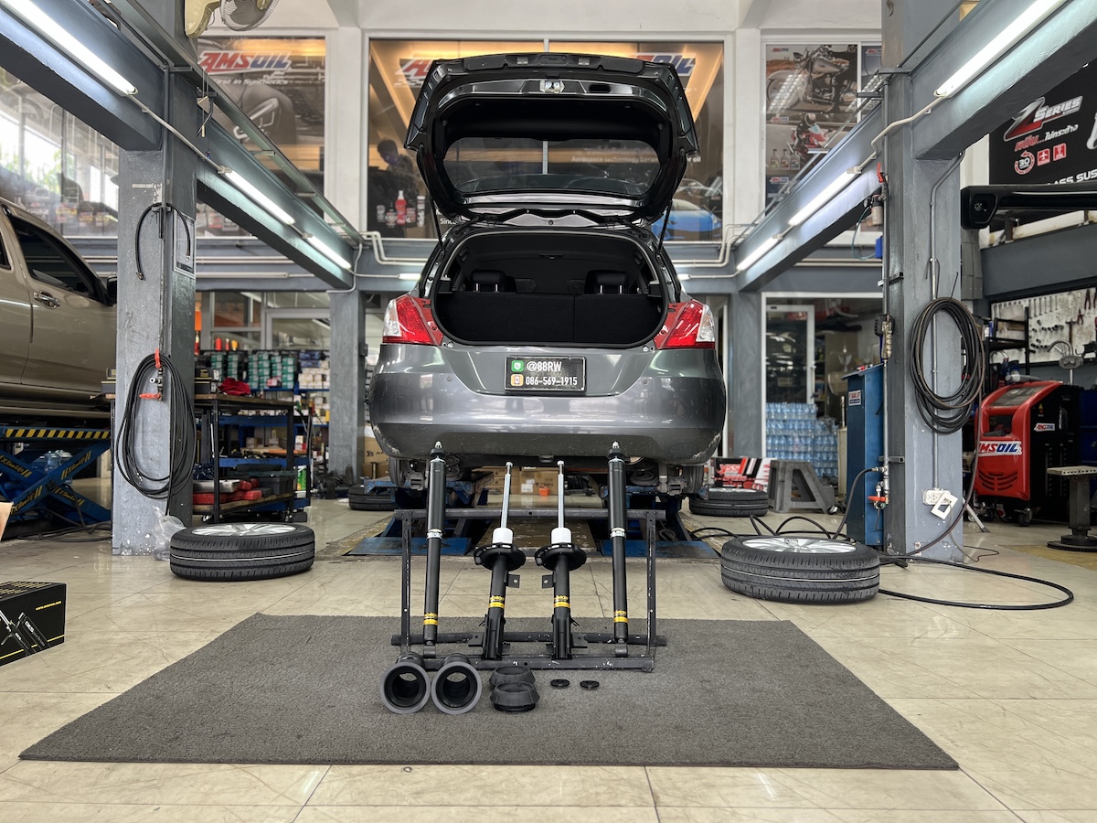 Suzuki Swift 1.2 (ปี 2012) ติดตั้งโช้คอัพ Monroe OE Spectrum พร้อมอะไหล่ส่วนควบใหม่ทั้งหมด สิ่งที่จะได้รับหลังจากติดตั้ง: ฟีลลิ่งแบบรถยุโรป: โช้คอัพ Monroe OE Spectrum ให้ความ นุ่มนวล และยืดหยุ่นสูง ขับสบายในทุกสภาพถนน ไร้กังวลเรื่องเสียง: เทคโนโลยี ICV ช่วยลดแรงสั่นสะเทือนและเสียงรบกวนในห้องโดยสาร ทำให้การขับขี่เงียบขึ้น ทนทานกว่าเดิม: ผลิตด้วยวัสดุคุณภาพสูง ทนทานต่อการใช้งาน และยืดอายุการใช้งานของช่วงล่าง ความมั่นคงที่เพิ่มขึ้น: รถทรงตัวได้นิ่งขึ้น ลดอาการโคลงเคลง เข้าโค้งมั่นใจ เหมาะสำหรับใคร? เจ้าของ Suzuki Swift ที่ต้องการความสบายในการขับขี่ประจำวัน ผู้ที่ต้องการอัปเกรดช่วงล่างให้มีความมั่นคง ปลอดภัย และนุ่มนวลยิ่งขึ้น สำหรับเจ้าของ Swift ที่อยากได้ฟีลลิ่งขับขี่ที่สบายขึ้น แต่มั่นใจกว่าเดิม Monroe OE Spectrum คือคำตอบ! สอบถามข้อมูลเพิ่มเติม หรือนัดหมายเข้ารับบริการ ️ : 08-6569-1915 ️ : 08-6544-5963 Line id : @88rw Location : https://goo.gl/maps/HrNUAZXPN94KvxZ98 Facebook : https://www.facebook.com/88rwtire #Suzuki #Swift #Monroe #OESpectrum #โช้คอัพ #ช่วงล่าง #ยางเจริญรุ่งเรือง #นนทบุรี #งามวงศ์วาน #ยางรถยนต์นนทบุรี #ช่วงล่างรถยนต์ #โช้คอัพรถยนต์ Suzuki Swift 1.2 (ปี 2012) ติดตั้งโช้คอัพ Monroe OE Spectrum พร้อมอะไหล่ส่วนควบใหม่ทั้งหมด สิ่งที่จะได้รับหลังจากติดตั้ง: ฟีลลิ่งแบบรถยุโรป: โช้คอัพ Monroe OE Spectrum ให้ความ นุ่มนวล และยืดหยุ่นสูง ขับสบายในทุกสภาพถนน ไร้กังวลเรื่องเสียง: เทคโนโลยี ICV ช่วยลดแรงสั่นสะเทือนและเสียงรบกวนในห้องโดยสาร ทำให้การขับขี่เงียบขึ้น ทนทานกว่าเดิม: ผลิตด้วยวัสดุคุณภาพสูง ทนทานต่อการใช้งาน และยืดอายุการใช้งานของช่วงล่าง ความมั่นคงที่เพิ่มขึ้น: รถทรงตัวได้นิ่งขึ้น ลดอาการโคลงเคลง เข้าโค้งมั่นใจ เหมาะสำหรับใคร? เจ้าของ Suzuki Swift ที่ต้องการความสบายในการขับขี่ประจำวัน ผู้ที่ต้องการอัปเกรดช่วงล่างให้มีความมั่นคง ปลอดภัย และนุ่มนวลยิ่งขึ้น สำหรับเจ้าของ Swift ที่อยากได้ฟีลลิ่งขับขี่ที่สบายขึ้น แต่มั่นใจกว่าเดิม Monroe OE Spectrum คือคำตอบ! สอบถามข้อมูลเพิ่มเติม หรือนัดหมายเข้ารับบริการ ️ : 08-6569-1915 ️ : 08-6544-5963 Line id : @88rw Location : https://goo.gl/maps/HrNUAZXPN94KvxZ98 Facebook : https://www.facebook.com/88rwtire #Suzuki #Swift #Monroe #OESpectrum #โช้คอัพ #ช่วงล่าง #ยางเจริญรุ่งเรือง #นนทบุรี #งามวงศ์วาน #ยางรถยนต์นนทบุรี #ช่วงล่างรถยนต์ #โช้คอัพรถยนต์