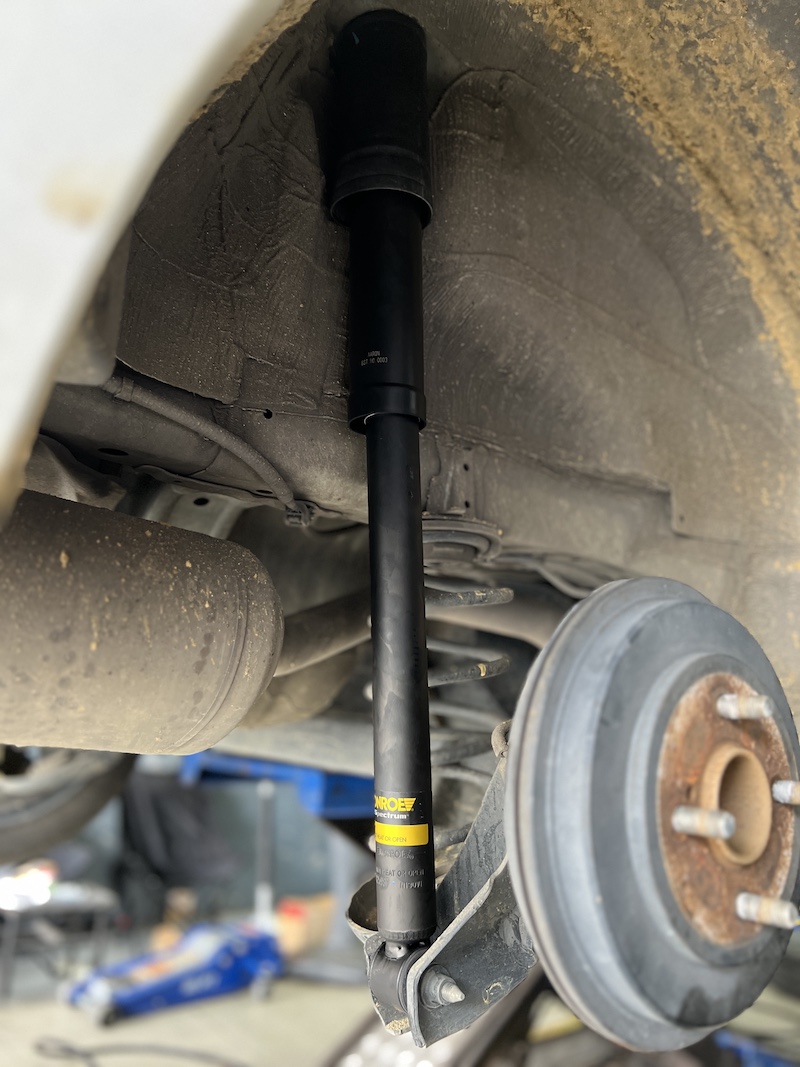 Honda City Turbo 1.0 | โช้ค Monroe OE Spectrum + ปีกนกล่างแท้ | คืนความนุ่มนวล มั่นคง - ยางเจริญรุ่งเรือง นนทบุรี  โพสต์ Facebook สำหรับ Honda City Turbo 1.0 + Monroe OE Spectrum & ปีกนกล่างแท้ [รูปภาพ Honda City Turbo 1.0 ที่กำลังติดตั้งโช้คอัพ/ปีกนกล่าง หรือภาพโช้คอัพ Monroe OE Spectrum & ปีกนกล่างแท้ ที่ดูโดดเด่น]   SEO PROVEN! Honda City Turbo คันนี้...จบครบทุกปัญหาช่วงล่าง!   ใครใช้ Honda City Turbo 1.0 แล้วรู้สึกว่ารถเริ่มกระด้าง โคลงเคลง หรือถึงเวลาเปลี่ยน ปีกนกล่าง ที่เสื่อมสภาพแล้ว... โช้คอัพ Monroe OE Spectrum คือคำตอบที่ถูกค้นหามากที่สุด!  เราจัดชุดใหญ่ ฟื้นฟูช่วงล่างให้กลับมาสมบูรณ์แบบ:  โช้คอัพ Monroe OE Spectrum: คืนความ นุ่มนวล สบายสไตล์รถยุโรป ด้วยเทคโนโลยี ICV ช่วยลดเสียงรบกวน  ปีกนกล่างแท้เบิกศูนย์: เปลี่ยนปีกนกล่างใหม่ เพื่อคืนความแม่นยำในการควบคุม และความแข็งแรงของช่วงล่าง  อะไหล่ส่วนควบครบชุด: เปลี่ยนทั้งหมดเพื่อความสมบูรณ์แบบสูงสุดของระบบกันสะเทือน  สิ่งที่จะได้รับหลังจากติดตั้ง:  นุ่มสบายกว่าเดิม: ฟีลลิ่งการขับขี่ที่นุ่มนวลและยืดหยุ่นสูง  ควบคุมแม่นยำ: รถทรงตัวได้ดีขึ้น หายขาดจากเสียงกุกกักจากปีกนก  คุณภาพอะไหล่แท้: มั่นใจในคุณภาพอะไหล่ระดับ OEM (Monroe) และปีกนกล่างแท้เบิกศูนย์  เหมาะสำหรับใคร?  เจ้าของ City Turbo ที่ต้องการ ความสบาย และ ความมั่นคง ในการขับขี่  ผู้ที่ต้องการฟื้นฟูช่วงล่างให้กลับมาสมบูรณ์แบบที่สุดด้วยอะไหล่คุณภาพสูง   อย่าปล่อยให้ช่วงล่างทำงานหนัก! แวะมาตรวจเช็กกับผู้เชี่ยวชาญวันนี้ครับ   สอบถามข้อมูลเพิ่มเติม หรือนัดหมายเข้ารับบริการ ️ : 08-6569-1915 ️ : 08-6544-5963  Line id : @88rw  Location : https://goo.gl/maps/HrNUAZXPN94KvxZ98  Facebook : https://www.facebook.com/88rwtire  #Honda #City #CityTurbo #Monroe #OESpectrum #ปีกนกล่าง #โช้คอัพ #ช่วงล่าง #ยางเจริญรุ่งเรือง #นนทบุรี #งามวงศ์วาน #ตั้งศูนย์ #ร้านซ่อมช่วงล่างดีๆใกล้ฉัน