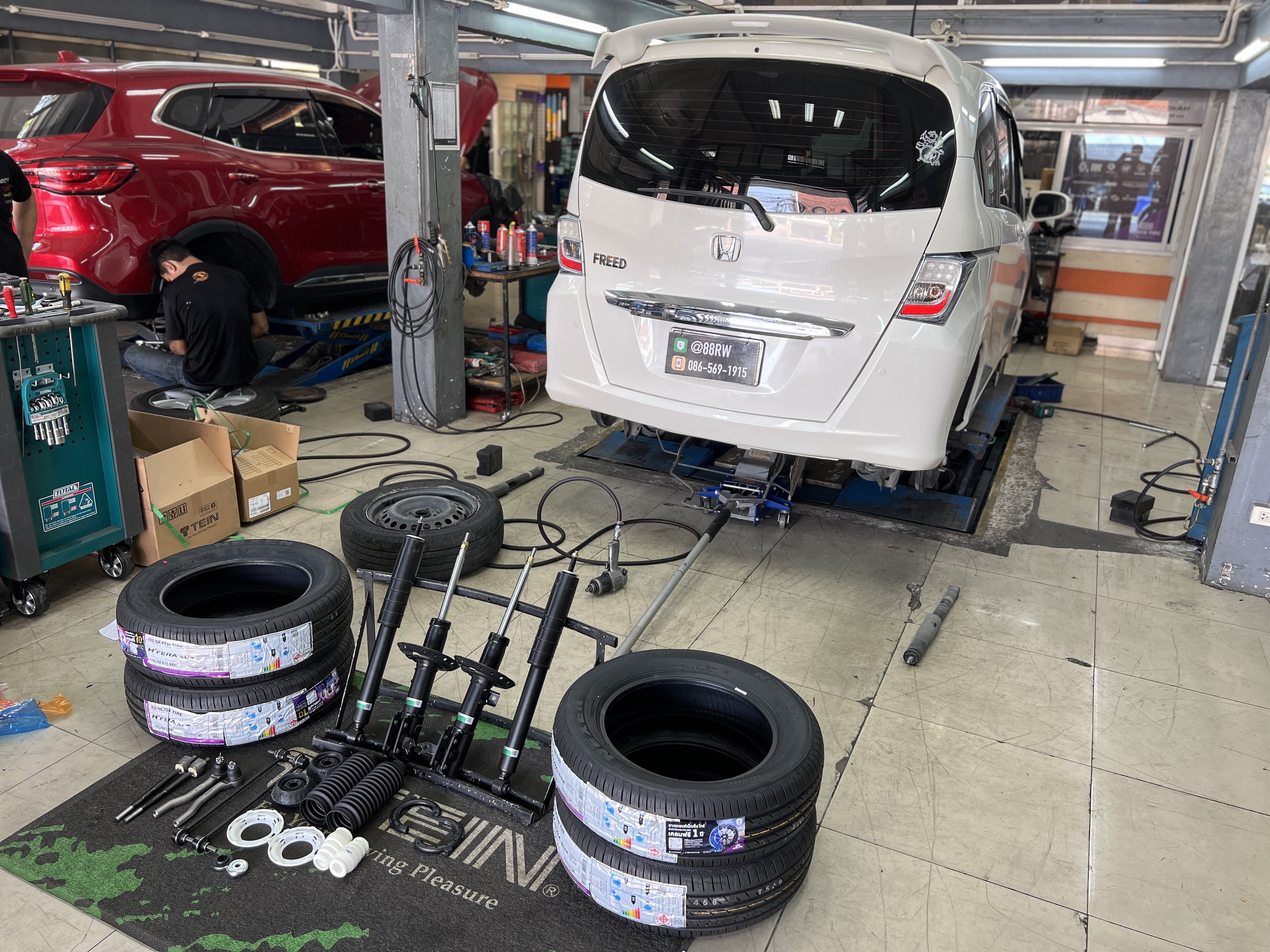 Honda Freed ซ่อมบำรุงช่วงล่าง พร้อมบริการเปลี่ยนยางใช้งาน Tein edura pro basic (พร้อมอะไหล่ส่วนควบ) = 19,500 บาท Nexen nfera su4 195/60R15 4เส้น = 7,XXX บาท พร้อมบริการติดตั้ง set up ตั้งศูนย์ โทร: 08-6569-1915 / 08-6544-5963 Line: @88rw แผนที่: https://goo.gl/maps/HrNUAZX Facebook: https://www.facebook.com/88rwtire #TeinEnduraproBasic #nexentires #hondafreed Honda Freed ซ่อมบำรุงช่วงล่าง พร้อมบริการเปลี่ยนยางใช้งาน Tein edura pro basic (พร้อมอะไหล่ส่วนควบ) = 19,500 บาท Nexen nfera su4 195/60R15 4เส้น = 7,XXX บาท พร้อมบริการติดตั้ง set up ตั้งศูนย์ โทร: 08-6569-1915 / 08-6544-5963 Line: @88rw แผนที่: https://goo.gl/maps/HrNUAZX Facebook: https://www.facebook.com/88rwtire #TeinEnduraproBasic #nexentires #hondafreed
