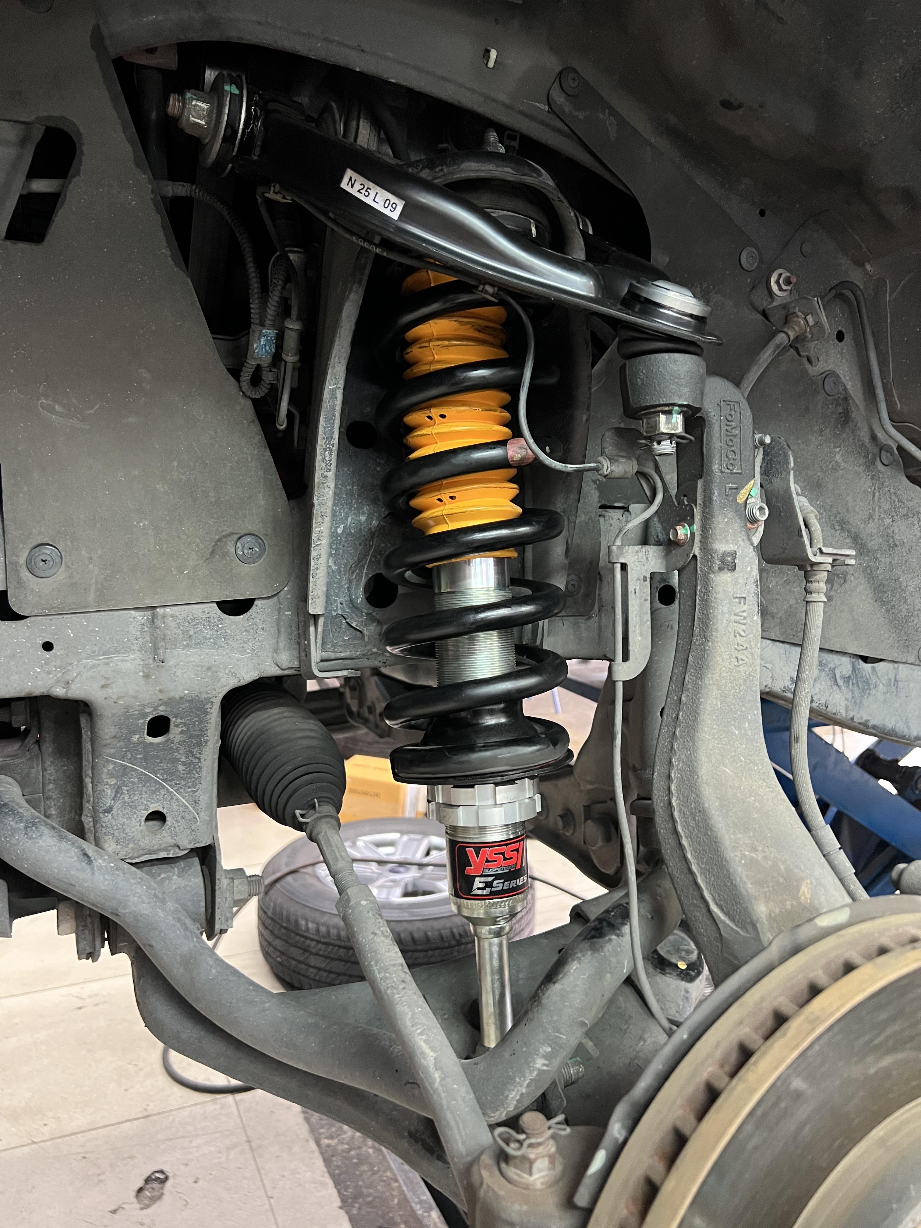ติดตั้งโช้คอัพ YSS E-Series สำหรับ Ford Ranger T6 ที่ร้านยางเจริญรุ่งเรือง นนทบุรี เปลี่ยนโช้คใช้งานแทนชุดเดิม เทคโนโลยี VVSC เหมาะขับในเมือง พร้อมตั้งศูนย์ Hunter 3D ติดตั้งโช้คอัพ YSS E-Series สำหรับ Ford Ranger T6 ที่ร้านยางเจริญรุ่งเรือง นนทบุรี เปลี่ยนโช้คใช้งานแทนชุดเดิม เทคโนโลยี VVSC เหมาะขับในเมือง พร้อมตั้งศูนย์ Hunter 3D