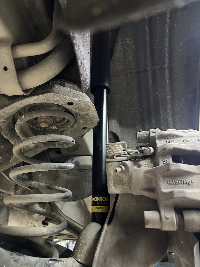 Ford Focus Mark3 | โช้คอัพ Monroe Original | คืนฟีลลิ่งเดิม นุ่มนวล มั่นใจ - ยางเจริญรุ่งเรือง นนทบุรี Ford Focus Mark3 คันนี้...คืนความสมบูรณ์ให้ช่วงล่าง! ใครใช้ Ford Focus Mark3 (ปี 2014) แล้วรู้สึกว่ารถเริ่มกระด้าง โยนตัว หรือโช้คอัพเดิมถึงเวลาต้องเปลี่ยนแล้ว... ถึงเวลาคืนฟีลลิ่งการขับขี่ที่มั่นใจและปลอดภัยให้กับ Focus ของคุณแล้วครับ! เราขอแนะนำชุดอัปเกรดที่ครบจบในชุดเดียว! ติดตั้งโช้คอัพ Monroe Original พร้อมอะไหล่ส่วนควบใหม่ครบชุด สิ่งที่จะได้รับหลังจากติดตั้ง: ฟีลลิ่งใกล้เคียงของเดิม: โช้คอัพ Monroe Original ออกแบบมาเพื่อ คืนสมรรถนะให้ใกล้เคียงโช้ค OEM แต่มีความทนทานที่วางใจได้ ความนุ่มนวลและมั่นคง: ช่วยซับแรงกระแทกได้ดี ทำให้รถทรงตัวได้นิ่งขึ้นในการขับขี่ประจำวัน ทนทานคุ้มค่า: โช้คอัพคุณภาพสูง ทนทานต่อการใช้งาน และยืดอายุการใช้งานของช่วงล่าง จบครบทุกปัญหา: ติดตั้งโดยทีมช่างผู้เชี่ยวชาญ พร้อมบริการตั้งศูนย์ด้วยเครื่องมือที่ทันสมัยที่สุด เหมาะสำหรับใคร? เจ้าของ Ford Focus ที่ต้องการ เปลี่ยนโช้คอัพทดแทนของเดิม ที่เสื่อมสภาพ ผู้ที่ต้องการคืนความมั่นใจในการขับขี่ โดยเน้นความนุ่มนวลและความปลอดภัยเป็นหลัก สำหรับเจ้าของ Focus ที่อยากให้รถกลับมาขับสบายเหมือนเดิม Monroe Original คือคำตอบ! สอบถามข้อมูลเพิ่มเติม หรือนัดหมายเข้ารับบริการ ️ : 08-6569-1915 ️ : 08-6544-5963 Line id : @88rw Location : https://goo.gl/maps/HrNUAZXPN98KvxZ98 Facebook : https://www.facebook.com/88rwtire #Ford #Focus #FocusMark3 #Monroe #MonroeOriginal #โช้คอัพ #ช่วงล่าง #ยางเจริญรุ่งเรือง #นนทบุรี #งามวงศ์วาน #ตั้งศูนย์ #อะไหล่ช่วงล่าง Ford Focus Mark3 | โช้คอัพ Monroe Original | คืนฟีลลิ่งเดิม นุ่มนวล มั่นใจ - ยางเจริญรุ่งเรือง นนทบุรี Ford Focus Mark3 คันนี้...คืนความสมบูรณ์ให้ช่วงล่าง! ใครใช้ Ford Focus Mark3 (ปี 2014) แล้วรู้สึกว่ารถเริ่มกระด้าง โยนตัว หรือโช้คอัพเดิมถึงเวลาต้องเปลี่ยนแล้ว... ถึงเวลาคืนฟีลลิ่งการขับขี่ที่มั่นใจและปลอดภัยให้กับ Focus ของคุณแล้วครับ! เราขอแนะนำชุดอัปเกรดที่ครบจบในชุดเดียว! ติดตั้งโช้คอัพ Monroe Original พร้อมอะไหล่ส่วนควบใหม่ครบชุด สิ่งที่จะได้รับหลังจากติดตั้ง: ฟีลลิ่งใกล้เคียงของเดิม: โช้คอัพ Monroe Original ออกแบบมาเพื่อ คืนสมรรถนะให้ใกล้เคียงโช้ค OEM แต่มีความทนทานที่วางใจได้ ความนุ่มนวลและมั่นคง: ช่วยซับแรงกระแทกได้ดี ทำให้รถทรงตัวได้นิ่งขึ้นในการขับขี่ประจำวัน ทนทานคุ้มค่า: โช้คอัพคุณภาพสูง ทนทานต่อการใช้งาน และยืดอายุการใช้งานของช่วงล่าง จบครบทุกปัญหา: ติดตั้งโดยทีมช่างผู้เชี่ยวชาญ พร้อมบริการตั้งศูนย์ด้วยเครื่องมือที่ทันสมัยที่สุด เหมาะสำหรับใคร? เจ้าของ Ford Focus ที่ต้องการ เปลี่ยนโช้คอัพทดแทนของเดิม ที่เสื่อมสภาพ ผู้ที่ต้องการคืนความมั่นใจในการขับขี่ โดยเน้นความนุ่มนวลและความปลอดภัยเป็นหลัก สำหรับเจ้าของ Focus ที่อยากให้รถกลับมาขับสบายเหมือนเดิม Monroe Original คือคำตอบ! สอบถามข้อมูลเพิ่มเติม หรือนัดหมายเข้ารับบริการ ️ : 08-6569-1915 ️ : 08-6544-5963 Line id : @88rw Location : https://goo.gl/maps/HrNUAZXPN98KvxZ98 Facebook : https://www.facebook.com/88rwtire #Ford #Focus #FocusMark3 #Monroe #MonroeOriginal #โช้คอัพ #ช่วงล่าง #ยางเจริญรุ่งเรือง #นนทบุรี #งามวงศ์วาน #ตั้งศูนย์ #อะไหล่ช่วงล่าง