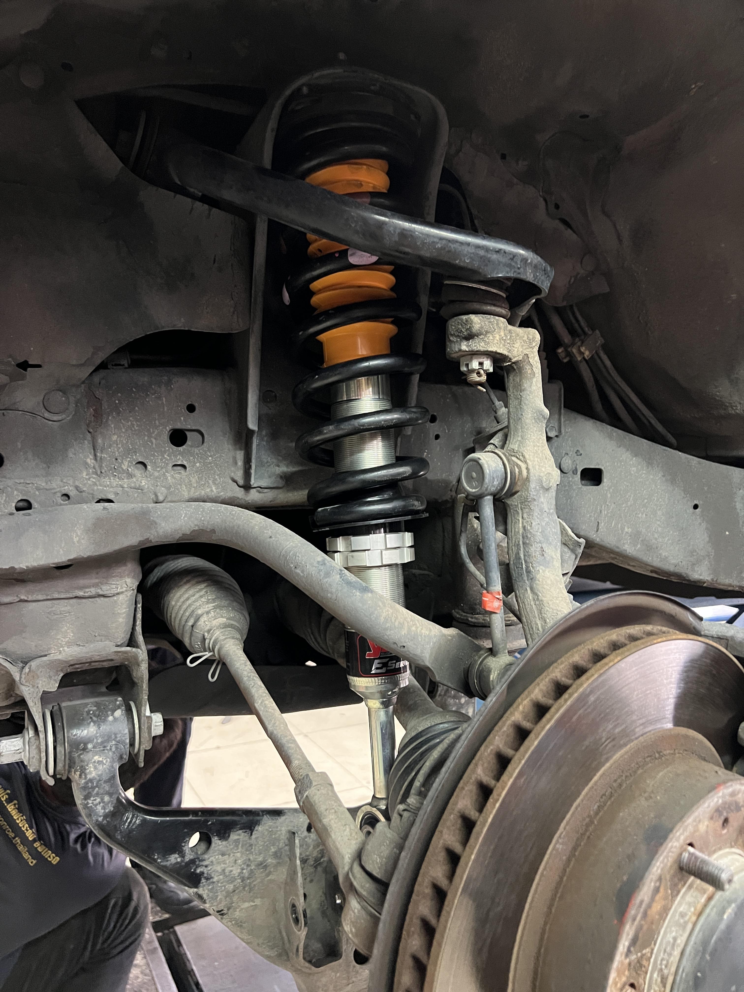 ติดตั้งโช้คอัพ YSS E-Series สำหรับ Toyota Fortuner 2005 ที่ร้านยางเจริญรุ่งเรือง นนทบุรี แทนโช้คเดิมที่ซ่อมไม่คุ้ม อัปเกรดได้ดีกว่าเดิม พร้อมตั้งศูนย์ Hunter 3D ติดตั้งโช้คอัพ YSS E-Series สำหรับ Toyota Fortuner 2005 ที่ร้านยางเจริญรุ่งเรือง นนทบุรี แทนโช้คเดิมที่ซ่อมไม่คุ้ม อัปเกรดได้ดีกว่าเดิม พร้อมตั้งศูนย์ Hunter 3D
