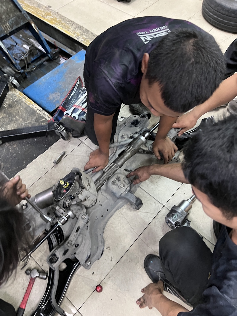 Honda Jazz GE | ซ่อมแร็คพวงมาลัย + เปลี่ยนปีกนกล่างแท้/ลูกหมาก 555 | คืนความแม่นยำ - ยางเจริญรุ่งเรือง นนทบุรี Jazz GE คันนี้...จบครบทุกปัญหาพวงมาลัยและช่วงล่าง! ใครใช้ Honda Jazz GE แล้วเจอปัญหาหนัก ทั้งอาการ พวงมาลัยหลวม, มีเสียงดัง กุกกัก เวลาเลี้ยว หรือ ท้ายรถดีด... ถึงเวลาฟื้นฟูระบบบังคับเลี้ยวและช่วงล่างให้กลับมานิ่งและแม่นยำเหมือนรถใหม่แล้วครับ! เราจัดเต็มชุดฟื้นฟูช่วงล่างและระบบบังคับเลี้ยวระดับพรีเมียม! ซ่อมแร็คพวงมาลัย: แก้ปัญหาอาการหลวม/เสียงดังที่แร็ค ให้พวงมาลัยกลับมาคมชัด นิ่งสนิท ปีกนกล่างแท้: เปลี่ยนเพื่อคืนความแม่นยำและความสมบูรณ์แบบของช่วงล่าง ลูกหมากชุดใหญ่ (ตอง 5 ญี่ปุ่นแท้): เปลี่ยนทั้ง ลูกหมากแร็ค และลูกหมากคันชัก ที่ "แน่น เหนียว ทนทาน" คืนความมั่นใจในการควบคุม บู้ชคานหลัง: เปลี่ยนใหม่เพื่อ แก้ปัญหาท้ายดีด และลดความกระด้างจากด้านหลัง สิ่งที่จะได้รับหลังจากเข้ารับบริการ: พวงมาลัยนิ่งสนิท: หายขาดจากอาการหลวม/เสียงดัง ทำให้การควบคุมรถแม่นยำกว่าเดิม ช่วงล่างแน่น มั่นคง: ท้ายรถไม่ดีด ไม่โคลงเคลง ขับขี่ได้อย่างมั่นใจ อะไหล่คุณภาพพรีเมียม: ใช้ปีกนกล่างแท้เบิกศูนย์ และลูกหมากญี่ปุ่นแท้ (ตอง 5) ที่วางใจได้ จบครบในที่เดียว: ติดตั้ง Setup และตั้งศูนย์โดยทีมช่างผู้เชี่ยวชาญ เหมาะสำหรับใคร? เจ้าของ Jazz GE ที่ต้องการฟื้นฟูระบบบังคับเลี้ยวและช่วงล่างให้สมบูรณ์แบบ ผู้ที่ต้องการความปลอดภัยสูงสุดและฟีลลิ่งการขับขี่ที่แม่นยำในระยะยาว อย่าปล่อยให้พวงมาลัยมีปัญหา! แวะมาตรวจเช็กกับผู้เชี่ยวชาญวันนี้ครับ สอบถามข้อมูลเพิ่มเติม หรือนัดหมายเข้ารับบริการ ️ : 08-6569-1915 ️ : 08-6544-5963 Line id : @88rw Location : https://goo.gl/maps/HrNUAZXPN94KvxZ98 Facebook : https://www.facebook.com/88rwtire #Honda #Jazz #JazzGE #ลูกหมาก555 #ซ่อมแร็ค #ปีกนกล่าง #บู้ชคานหลัง #ช่วงล่าง #ยางเจริญรุ่งเรือง #นนทบุรี #งามวงศ์วาน #ตั้งศูนย์ #อะไหล่ช่วงล่าง Honda Jazz GE | ซ่อมแร็คพวงมาลัย + เปลี่ยนปีกนกล่างแท้/ลูกหมาก 555 | คืนความแม่นยำ - ยางเจริญรุ่งเรือง นนทบุรี Jazz GE คันนี้...จบครบทุกปัญหาพวงมาลัยและช่วงล่าง! ใครใช้ Honda Jazz GE แล้วเจอปัญหาหนัก ทั้งอาการ พวงมาลัยหลวม, มีเสียงดัง กุกกัก เวลาเลี้ยว หรือ ท้ายรถดีด... ถึงเวลาฟื้นฟูระบบบังคับเลี้ยวและช่วงล่างให้กลับมานิ่งและแม่นยำเหมือนรถใหม่แล้วครับ! เราจัดเต็มชุดฟื้นฟูช่วงล่างและระบบบังคับเลี้ยวระดับพรีเมียม! ซ่อมแร็คพวงมาลัย: แก้ปัญหาอาการหลวม/เสียงดังที่แร็ค ให้พวงมาลัยกลับมาคมชัด นิ่งสนิท ปีกนกล่างแท้: เปลี่ยนเพื่อคืนความแม่นยำและความสมบูรณ์แบบของช่วงล่าง ลูกหมากชุดใหญ่ (ตอง 5 ญี่ปุ่นแท้): เปลี่ยนทั้ง ลูกหมากแร็ค และลูกหมากคันชัก ที่ "แน่น เหนียว ทนทาน" คืนความมั่นใจในการควบคุม บู้ชคานหลัง: เปลี่ยนใหม่เพื่อ แก้ปัญหาท้ายดีด และลดความกระด้างจากด้านหลัง สิ่งที่จะได้รับหลังจากเข้ารับบริการ: พวงมาลัยนิ่งสนิท: หายขาดจากอาการหลวม/เสียงดัง ทำให้การควบคุมรถแม่นยำกว่าเดิม ช่วงล่างแน่น มั่นคง: ท้ายรถไม่ดีด ไม่โคลงเคลง ขับขี่ได้อย่างมั่นใจ อะไหล่คุณภาพพรีเมียม: ใช้ปีกนกล่างแท้เบิกศูนย์ และลูกหมากญี่ปุ่นแท้ (ตอง 5) ที่วางใจได้ จบครบในที่เดียว: ติดตั้ง Setup และตั้งศูนย์โดยทีมช่างผู้เชี่ยวชาญ เหมาะสำหรับใคร? เจ้าของ Jazz GE ที่ต้องการฟื้นฟูระบบบังคับเลี้ยวและช่วงล่างให้สมบูรณ์แบบ ผู้ที่ต้องการความปลอดภัยสูงสุดและฟีลลิ่งการขับขี่ที่แม่นยำในระยะยาว อย่าปล่อยให้พวงมาลัยมีปัญหา! แวะมาตรวจเช็กกับผู้เชี่ยวชาญวันนี้ครับ สอบถามข้อมูลเพิ่มเติม หรือนัดหมายเข้ารับบริการ ️ : 08-6569-1915 ️ : 08-6544-5963 Line id : @88rw Location : https://goo.gl/maps/HrNUAZXPN94KvxZ98 Facebook : https://www.facebook.com/88rwtire #Honda #Jazz #JazzGE #ลูกหมาก555 #ซ่อมแร็ค #ปีกนกล่าง #บู้ชคานหลัง #ช่วงล่าง #ยางเจริญรุ่งเรือง #นนทบุรี #งามวงศ์วาน #ตั้งศูนย์ #อะไหล่ช่วงล่าง