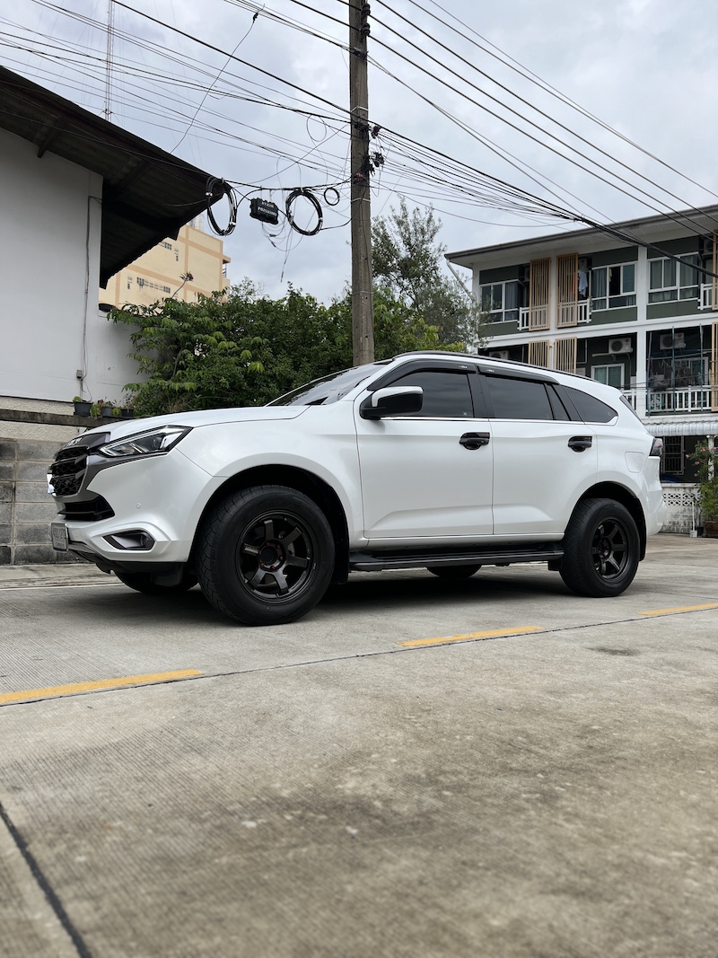Isuzu MU-X 2023 | โช้คอัพ YSS E-Series + สปริง YSS โหลด 1.5/2 นิ้ว | หนึบ ขับสบาย สวยลงตัว - ยางเจริญรุ่งเรือง MU-X 2023 คันนี้...หล่อลงตัว! โหลดเตี้ย สวย หนึบ ขับสบาย! ใครใช้ Isuzu MU-X ปี 2023 แล้วอยากได้ฟีลลิ่งการขับขี่ที่ หนึบแน่น ไม่โคลงเคลง พร้อม จัดทรงรถให้สวยงามลงตัว... ถึงเวลาเปลี่ยนมาใช้ชุดอัปเกรดที่ครบจบในที่เดียวแล้วครับ! ติดตั้งชุดโช้คอัพ YSS E-Series พร้อมสปริง YSS Performance (สเปคโหลด) โหลดหน้า 1.5 นิ้ว / โหลดหลัง 2 นิ้ว (ความสูงที่ลงตัว) สิ่งที่จะได้รับหลังจากติดตั้ง: หล่อลงตัว: จัดทรงรถ SUV ให้สวยงาม สปอร์ต และลงตัว หนึบ...ขับสบาย: โช้คอัพ YSS E-Series (Monotube) พร้อมเทคโนโลยี VVSC ช่วยให้รถนุ่มนวลและหนึบแน่นเมื่อใช้ความเร็ว ลดอาการโคลงเคลง: สปริง YSS Performance ออกแบบมาเพื่อบาลานซ์น้ำหนักและลดอาการโยนตัวของรถได้อย่างมีประสิทธิภาพ จบครบในที่เดียว: ติดตั้ง Setup และตั้งศูนย์โดยทีมช่างผู้เชี่ยวชาญ เหมาะสำหรับใคร? เจ้าของ MU-X ที่ต้องการ ความสวยงามจากการโหลดเตี้ย แต่ยังคงใช้งานในชีวิตประจำวันได้อย่างสบาย ผู้ที่ต้องการยกระดับ Performance ให้ดีกว่าโช้คเดิมติดรถ เปลี่ยนรถคุณให้หล่อลงตัวและขับสนุกกว่าเดิม! นัดหมายเข้ารับบริการได้เลยครับ สอบถามข้อมูลเพิ่มเติม หรือนัดหมายเข้ารับบริการ ️ : 08-6569-1915 ️ : 08-6544-5963 Line id : @88rw Location : https://goo.gl/maps/HrNUAZXPN94KvxZ98 Facebook : https://www.facebook.com/88rwtire #Isuzu #Mux #Mux2023 #YSS #YSSSuspension #ESeries #YSSPerformance #โหลดเตี้ย #โช้คอัพ #ช่วงล่าง #ยางเจริญรุ่งเรือง #นนทบุรี #งามวงศ์วาน #ตั้งศูนย์ Isuzu MU-X 2023 | โช้คอัพ YSS E-Series + สปริง YSS โหลด 1.5/2 นิ้ว | หนึบ ขับสบาย สวยลงตัว - ยางเจริญรุ่งเรือง MU-X 2023 คันนี้...หล่อลงตัว! โหลดเตี้ย สวย หนึบ ขับสบาย! ใครใช้ Isuzu MU-X ปี 2023 แล้วอยากได้ฟีลลิ่งการขับขี่ที่ หนึบแน่น ไม่โคลงเคลง พร้อม จัดทรงรถให้สวยงามลงตัว... ถึงเวลาเปลี่ยนมาใช้ชุดอัปเกรดที่ครบจบในที่เดียวแล้วครับ! ติดตั้งชุดโช้คอัพ YSS E-Series พร้อมสปริง YSS Performance (สเปคโหลด) โหลดหน้า 1.5 นิ้ว / โหลดหลัง 2 นิ้ว (ความสูงที่ลงตัว) สิ่งที่จะได้รับหลังจากติดตั้ง: หล่อลงตัว: จัดทรงรถ SUV ให้สวยงาม สปอร์ต และลงตัว หนึบ...ขับสบาย: โช้คอัพ YSS E-Series (Monotube) พร้อมเทคโนโลยี VVSC ช่วยให้รถนุ่มนวลและหนึบแน่นเมื่อใช้ความเร็ว ลดอาการโคลงเคลง: สปริง YSS Performance ออกแบบมาเพื่อบาลานซ์น้ำหนักและลดอาการโยนตัวของรถได้อย่างมีประสิทธิภาพ จบครบในที่เดียว: ติดตั้ง Setup และตั้งศูนย์โดยทีมช่างผู้เชี่ยวชาญ เหมาะสำหรับใคร? เจ้าของ MU-X ที่ต้องการ ความสวยงามจากการโหลดเตี้ย แต่ยังคงใช้งานในชีวิตประจำวันได้อย่างสบาย ผู้ที่ต้องการยกระดับ Performance ให้ดีกว่าโช้คเดิมติดรถ เปลี่ยนรถคุณให้หล่อลงตัวและขับสนุกกว่าเดิม! นัดหมายเข้ารับบริการได้เลยครับ สอบถามข้อมูลเพิ่มเติม หรือนัดหมายเข้ารับบริการ ️ : 08-6569-1915 ️ : 08-6544-5963 Line id : @88rw Location : https://goo.gl/maps/HrNUAZXPN94KvxZ98 Facebook : https://www.facebook.com/88rwtire #Isuzu #Mux #Mux2023 #YSS #YSSSuspension #ESeries #YSSPerformance #โหลดเตี้ย #โช้คอัพ #ช่วงล่าง #ยางเจริญรุ่งเรือง #นนทบุรี #งามวงศ์วาน #ตั้งศูนย์