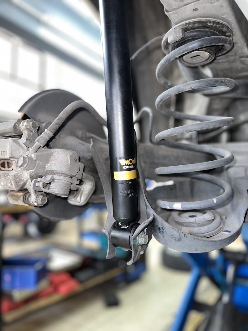 Honda City 2012 | โช้คอัพ Monroe OE Spectrum | คืนความนุ่มนวล สบายสไตล์ยุโรป - ยางเจริญรุ่งเรือง นนทบุรี สิ่งที่จะได้รับหลังจากติดตั้ง: ฟีลลิ่งแบบรถยุโรป: โช้คอัพ Monroe OE Spectrum ให้ความนุ่มนวลและยืดหยุ่นสูง ขับสบายในทุกสภาพถนน ไร้กังวลเรื่องเสียง: เทคโนโลยี ICV ช่วยลดแรงสั่นสะเทือนและเสียงรบกวนในห้องโดยสาร ทำให้การขับขี่เงียบขึ้น ทนทานกว่าเดิม: ผลิตด้วยวัสดุคุณภาพสูง ทนทานต่อการใช้งาน และยืดอายุการใช้งานของช่วงล่าง จบครบทุกปัญหา: ติดตั้งโดยทีมช่างผู้เชี่ยวชาญ พร้อมบริการตั้งศูนย์ด้วยเครื่องมือที่ทันสมัยที่สุด เหมาะสำหรับใคร? เจ้าของ Honda City ที่ต้องการความสบายในการขับขี่ประจำวัน ผู้ที่ต้องการอัปเกรดช่วงล่างให้มีความมั่นคง ปลอดภัย และนุ่มนวลยิ่งขึ้น สำหรับเจ้าของ City ที่อยากได้ฟีลลิ่งขับขี่ที่สบายขึ้น แต่มั่นใจกว่าเดิม Monroe OE Spectrum คือคำตอบ! สอบถามข้อมูลเพิ่มเติม หรือนัดหมายเข้ารับบริการ ️ : 08-6569-1915 ️ : 08-6544-5963 Line id : @88rw Location : https://goo.gl/maps/HrNUAZXPN94KvxZ98 Facebook : https://www.facebook.com/88rwtire #Honda #City #City2012 #Monroe #OESpectrum #โช้คอัพ #ช่วงล่าง #ยางเจริญรุ่งเรือง #นนทบุรี #งามวงศ์วาน #ตั้งศูนย์ #อะไหล่ช่วงล่าง Honda City 2012 | โช้คอัพ Monroe OE Spectrum | คืนความนุ่มนวล สบายสไตล์ยุโรป - ยางเจริญรุ่งเรือง นนทบุรี สิ่งที่จะได้รับหลังจากติดตั้ง: ฟีลลิ่งแบบรถยุโรป: โช้คอัพ Monroe OE Spectrum ให้ความนุ่มนวลและยืดหยุ่นสูง ขับสบายในทุกสภาพถนน ไร้กังวลเรื่องเสียง: เทคโนโลยี ICV ช่วยลดแรงสั่นสะเทือนและเสียงรบกวนในห้องโดยสาร ทำให้การขับขี่เงียบขึ้น ทนทานกว่าเดิม: ผลิตด้วยวัสดุคุณภาพสูง ทนทานต่อการใช้งาน และยืดอายุการใช้งานของช่วงล่าง จบครบทุกปัญหา: ติดตั้งโดยทีมช่างผู้เชี่ยวชาญ พร้อมบริการตั้งศูนย์ด้วยเครื่องมือที่ทันสมัยที่สุด เหมาะสำหรับใคร? เจ้าของ Honda City ที่ต้องการความสบายในการขับขี่ประจำวัน ผู้ที่ต้องการอัปเกรดช่วงล่างให้มีความมั่นคง ปลอดภัย และนุ่มนวลยิ่งขึ้น สำหรับเจ้าของ City ที่อยากได้ฟีลลิ่งขับขี่ที่สบายขึ้น แต่มั่นใจกว่าเดิม Monroe OE Spectrum คือคำตอบ! สอบถามข้อมูลเพิ่มเติม หรือนัดหมายเข้ารับบริการ ️ : 08-6569-1915 ️ : 08-6544-5963 Line id : @88rw Location : https://goo.gl/maps/HrNUAZXPN94KvxZ98 Facebook : https://www.facebook.com/88rwtire #Honda #City #City2012 #Monroe #OESpectrum #โช้คอัพ #ช่วงล่าง #ยางเจริญรุ่งเรือง #นนทบุรี #งามวงศ์วาน #ตั้งศูนย์ #อะไหล่ช่วงล่าง