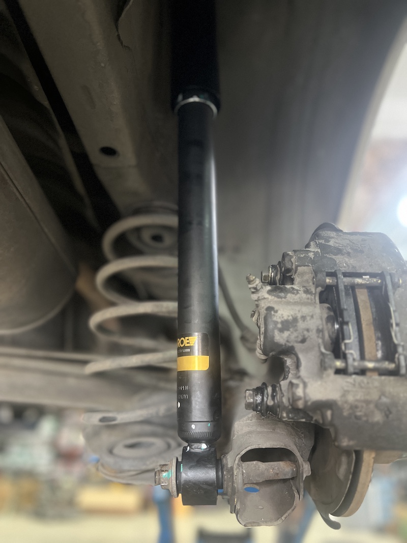 ติดตั้งโช้คอัพ Monroe OE Spectrum พร้อมอะไหล่ครบชุด สำหรับ Toyota Vios Gen1 อัปเกรดฟีลลิ่งรถยุโรป ที่ร้านยางเจริญรุ่งเรือง นนทบุรี ติดตั้งโช้คอัพ Monroe OE Spectrum พร้อมอะไหล่ครบชุด สำหรับ Toyota Vios Gen1 อัปเกรดฟีลลิ่งรถยุโรป ที่ร้านยางเจริญรุ่งเรือง นนทบุรี