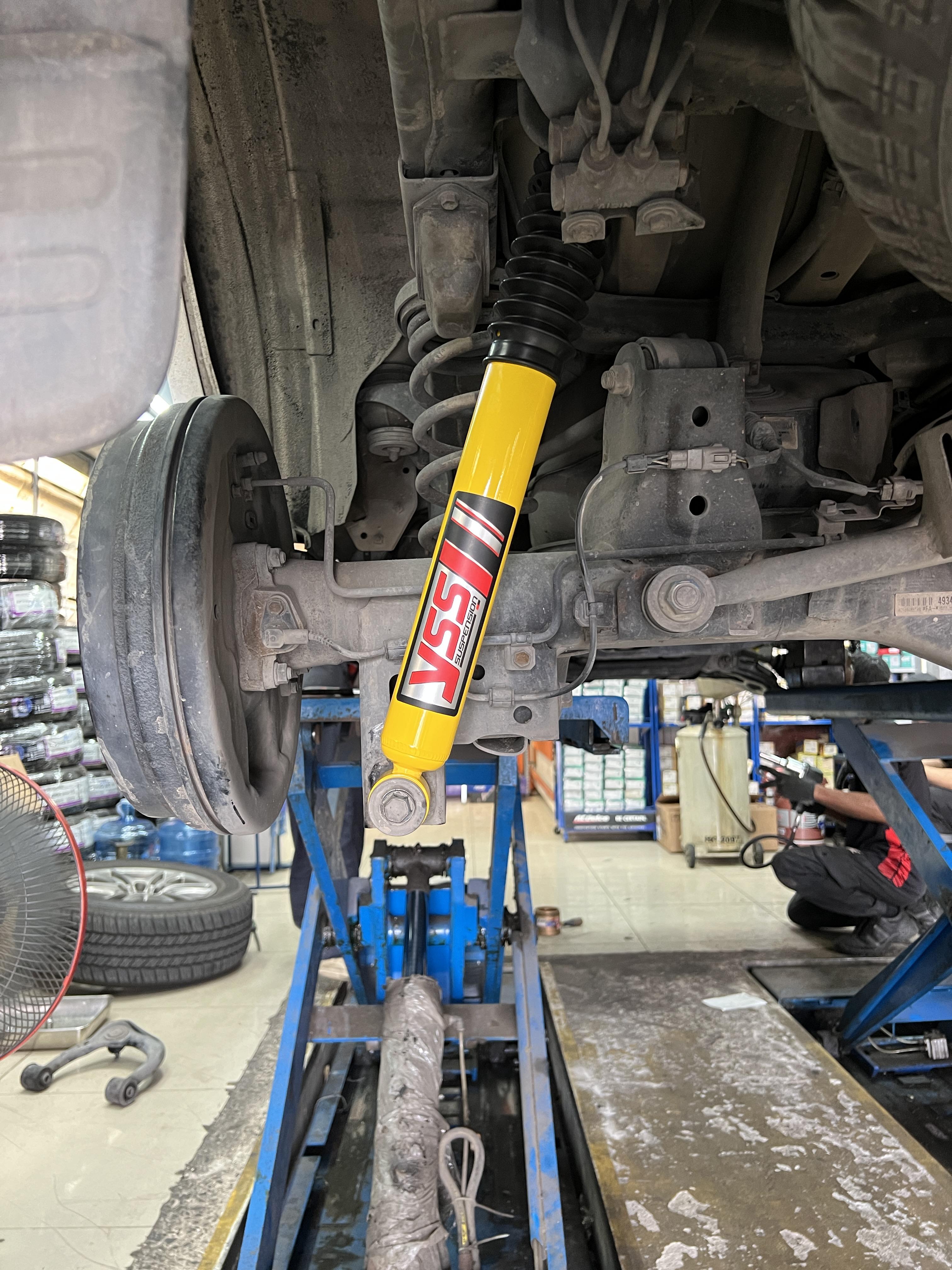 เปลี่ยนโช้คอัพ YSS DTG พร้อมปีกนกบน ลูกหมากปีกนกล่าง และบู้ชปีกนกล่าง สำหรับ Toyota Fortuner Champ ระยะ 300,000 กม. ที่ร้านยางเจริญรุ่งเรือง นนทบุรี ฟื้นฟูช่วงล่างทั้งระบบ พร้อมตั้งศูนย์ Hunter 3D เปลี่ยนโช้คอัพ YSS DTG พร้อมปีกนกบน ลูกหมากปีกนกล่าง และบู้ชปีกนกล่าง สำหรับ Toyota Fortuner Champ ระยะ 300,000 กม. ที่ร้านยางเจริญรุ่งเรือง นนทบุรี ฟื้นฟูช่วงล่างทั้งระบบ พร้อมตั้งศูนย์ Hunter 3D