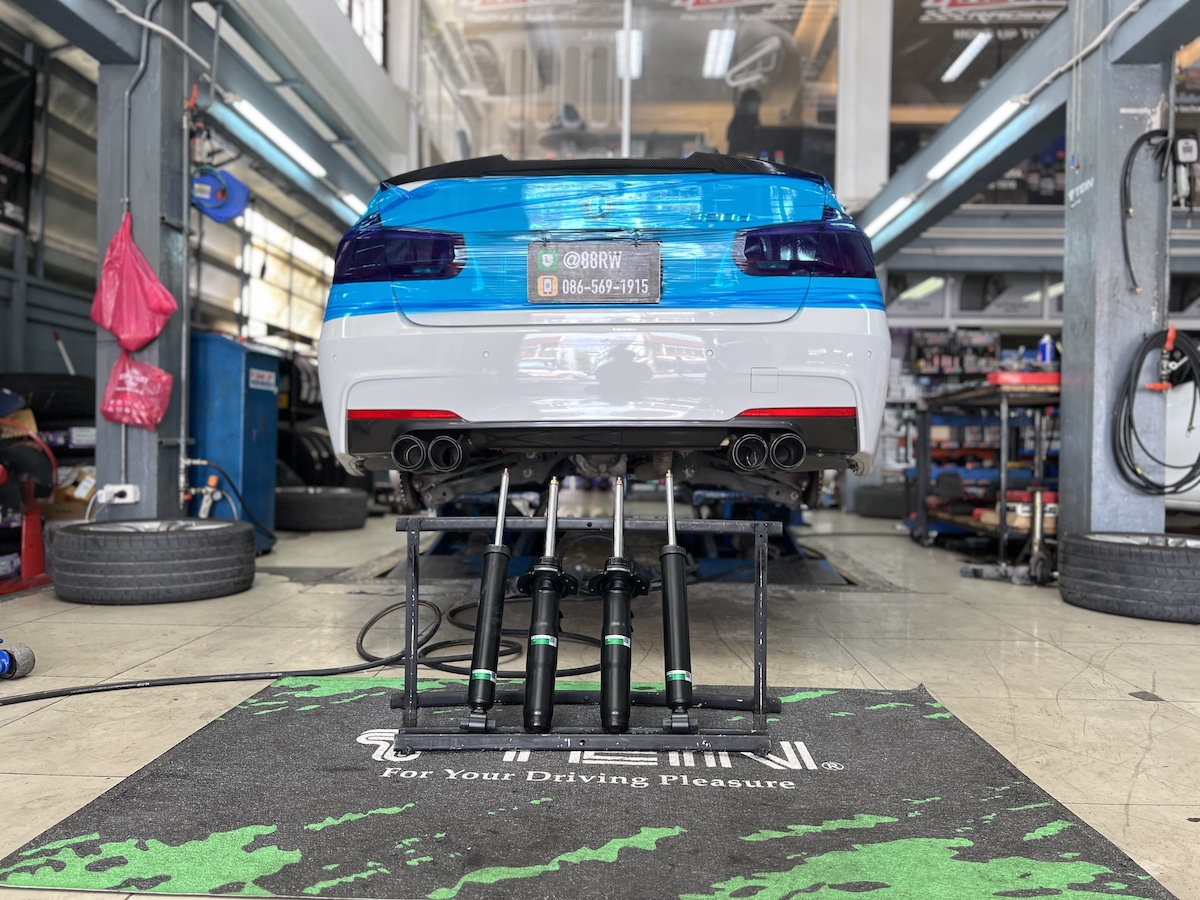BMW Series 3 F30 | โช้คอัพ Tein EnduraPro Basic | คืนความหนึบแน่นสไตล์สปอร์ต - ยางเจริญรุ่งเรือง นนทบุรี BMW F30 คันนี้...อัปเกรดความหนึบ คืนฟีลลิ่งขับขี่สปอร์ตที่แท้จริง! ใครใช้ BMW Series 3 (F30) แล้วรู้สึกว่าช่วงล่างเริ่มแข็งกระด้างเกินไป หรือโช้คอัพเดิมถึงเวลาต้องเปลี่ยน... ถึงเวลาเปลี่ยนโช้คอัพใหม่ เพื่อการขับขี่ที่มั่นใจและสบายกว่าที่เคย! เราขอแนะนำชุดอัปเกรดโช้คอัพที่ครบจบในชุดเดียว! ติดตั้งโช้คอัพ Tein EnduraPro Basic พร้อมอะไหล่ส่วนควบใหม่ครบชุด สิ่งที่จะได้รับหลังจากติดตั้ง: ฟีลลิ่งหนึบแน่นสไตล์ญี่ปุ่น: โช้คอัพ Tein EnduraPro Basic ให้ความหนึบแน่นที่ลงตัวตามแบบฉบับรถยุโรป เทคโนโลยี H.B.S.: ช่วยดูดซับแรงกระแทกในจังหวะยุบตัวสุด ลดอาการกระดอนเมื่อเจอหลุม คุณภาพมาตรฐาน OEM: ผลิตจากวัสดุคุณภาพสูง ทนทาน และติดตั้งแทนของเดิมได้ทันที ไม่ต้องดัดแปลง ความมั่นคงที่เพิ่มขึ้น: รถทรงตัวได้นิ่งขึ้น เข้าโค้งมั่นใจ ลดอาการโคลงเคลง เหมาะสำหรับใคร? เจ้าของ BMW F30 ที่ต้องการความหนึบและมั่นคงในการขับขี่ประจำวัน ผู้ที่ต้องการอัปเกรดความทนทานและความปลอดภัยของช่วงล่าง โดยไม่ต้องการโหลดเตี้ย สำหรับเจ้าของ BMW ที่อยากได้ฟีลลิ่งขับขี่ที่มั่นใจกว่าเดิม Tein EnduraPro Basic คือคำตอบ! สอบถามข้อมูลเพิ่มเติม หรือนัดหมายเข้ารับบริการ ️ : 08-6569-1915 ️ : 08-6544-5963 Line id : @88rw Location : https://goo.gl/maps/HrNUAZXPN94KvxZ98 Facebook : https://www.facebook.com/88rwtire #BMW #Series3 #F30 #Tein #EnduraPro #โช้คอัพ #ช่วงล่าง #ยางเจริญรุ่งเรือง #นนทบุรี #งามวงศ์วาน #ตั้งศูนย์ #รถยุโรป BMW Series 3 F30 | โช้คอัพ Tein EnduraPro Basic | คืนความหนึบแน่นสไตล์สปอร์ต - ยางเจริญรุ่งเรือง นนทบุรี BMW F30 คันนี้...อัปเกรดความหนึบ คืนฟีลลิ่งขับขี่สปอร์ตที่แท้จริง! ใครใช้ BMW Series 3 (F30) แล้วรู้สึกว่าช่วงล่างเริ่มแข็งกระด้างเกินไป หรือโช้คอัพเดิมถึงเวลาต้องเปลี่ยน... ถึงเวลาเปลี่ยนโช้คอัพใหม่ เพื่อการขับขี่ที่มั่นใจและสบายกว่าที่เคย! เราขอแนะนำชุดอัปเกรดโช้คอัพที่ครบจบในชุดเดียว! ติดตั้งโช้คอัพ Tein EnduraPro Basic พร้อมอะไหล่ส่วนควบใหม่ครบชุด สิ่งที่จะได้รับหลังจากติดตั้ง: ฟีลลิ่งหนึบแน่นสไตล์ญี่ปุ่น: โช้คอัพ Tein EnduraPro Basic ให้ความหนึบแน่นที่ลงตัวตามแบบฉบับรถยุโรป เทคโนโลยี H.B.S.: ช่วยดูดซับแรงกระแทกในจังหวะยุบตัวสุด ลดอาการกระดอนเมื่อเจอหลุม คุณภาพมาตรฐาน OEM: ผลิตจากวัสดุคุณภาพสูง ทนทาน และติดตั้งแทนของเดิมได้ทันที ไม่ต้องดัดแปลง ความมั่นคงที่เพิ่มขึ้น: รถทรงตัวได้นิ่งขึ้น เข้าโค้งมั่นใจ ลดอาการโคลงเคลง เหมาะสำหรับใคร? เจ้าของ BMW F30 ที่ต้องการความหนึบและมั่นคงในการขับขี่ประจำวัน ผู้ที่ต้องการอัปเกรดความทนทานและความปลอดภัยของช่วงล่าง โดยไม่ต้องการโหลดเตี้ย สำหรับเจ้าของ BMW ที่อยากได้ฟีลลิ่งขับขี่ที่มั่นใจกว่าเดิม Tein EnduraPro Basic คือคำตอบ! สอบถามข้อมูลเพิ่มเติม หรือนัดหมายเข้ารับบริการ ️ : 08-6569-1915 ️ : 08-6544-5963 Line id : @88rw Location : https://goo.gl/maps/HrNUAZXPN94KvxZ98 Facebook : https://www.facebook.com/88rwtire #BMW #Series3 #F30 #Tein #EnduraPro #โช้คอัพ #ช่วงล่าง #ยางเจริญรุ่งเรือง #นนทบุรี #งามวงศ์วาน #ตั้งศูนย์ #รถยุโรป