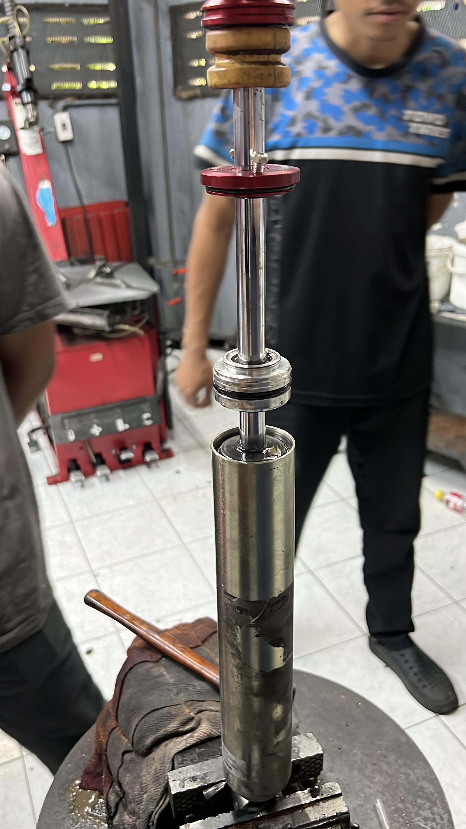 โช้คอัพแต่งรั่วซึม? ไม่ต้องซื้อใหม่! ซ่อมบำรุง Overhaul ที่ นนทบุรี จบครบในที่เดียว! ข่าวดีสำหรับสายแต่งรถโซน #นนทบุรี! ถ้าโช้คอัพพรีเมียมของคุณ (ไม่ว่าจะเป็น Profender, YSS, Silver's หรือ TEIN) มีอาการ รั่วซึม, ย้วย, หรือถึงระยะต้องบำรุงรักษา อย่าเพิ่งตัดสินใจเปลี่ยนยกชุด! ที่ ร้านยางเจริญรุ่งเรือง (งามวงศ์วาน) เราคือ ศูนย์บริการซ่อมบำรุงโช้คอัพแต่งครบวงจร ที่คุณวางใจได้ ทำไมต้องซ่อมโช้คกับเรา? คืนชีพเหมือนใหม่ (Overhaul) เปลี่ยนซีลโช้คอัพ, ถ่ายน้ำมันสังเคราะห์ใหม่, เติมแก๊สไนโตรเจนแรงดันสูง, ล้างทำความสะอาดภายใน ความเชี่ยวชาญเฉพาะทาง ทีมช่างได้รับการ ฝึกอบรมจากบริษัทโช้คอัพโดยตรง ใช้เครื่องมือที่ได้มาตรฐาน จบครบไม่ต้องไปต่อ Setup โช้คอัพ ให้เข้ากับสไตล์การขับขี่ (นุ่มนวล/สปอร์ต) พร้อมบริการตั้งศูนย์ ทันทีหลังติดตั้ง คุ้มค่ากว่า ประหยัดค่าใช้จ่ายกว่าการซื้อโช้คอัพใหม่ทั้งชุดอย่างชัดเจน บริการหลังการขาย ลูกค้าที่ติดตั้งโช้คอัพกับเราจะได้รับการ ขยายเวลารับประกัน พิเศษ ยินดีต้อนรับทุกท่าน รับซ่อมบำรุงโช้คอัพแบรนด์ดังกล่าว แม้คุณไม่ได้ติดตั้งกับเรา Export to Sheets สำหรับชาวนนทบุรีและใกล้เคียง รถคุณมีปัญหาโช้คอัพ? แวะมาให้ คุณบุ๊ก และทีมงานผู้เชี่ยวชาญดูแลได้เลยครับ! นั่งรอสบายๆ ในห้องรับรอง รับรถกลับได้ภายในวัน! สอบถามข้อมูลเพิ่มเติม หรือนัดหมายเข้ารับบริการ ️ : 08-6569-1915, 08-6544-5963 Line id : @88rw Location : https://goo.gl/maps/HrNUAZXPN94KvxZ98 Facebook : https://www.facebook.com/88rwtire #ซ่อมโช้คอัพ #Overhaul #โช้คอัพแต่ง #นนทบุรี #งามวงศ์วาน #Profender #YSS #SilverS #TEIN #ช่วงล่าง #ยางเจริญรุ่งเรือง โช้คอัพแต่งรั่วซึม? ไม่ต้องซื้อใหม่! ซ่อมบำรุง Overhaul ที่ นนทบุรี จบครบในที่เดียว! ข่าวดีสำหรับสายแต่งรถโซน #นนทบุรี! ถ้าโช้คอัพพรีเมียมของคุณ (ไม่ว่าจะเป็น Profender, YSS, Silver's หรือ TEIN) มีอาการ รั่วซึม, ย้วย, หรือถึงระยะต้องบำรุงรักษา อย่าเพิ่งตัดสินใจเปลี่ยนยกชุด! ที่ ร้านยางเจริญรุ่งเรือง (งามวงศ์วาน) เราคือ ศูนย์บริการซ่อมบำรุงโช้คอัพแต่งครบวงจร ที่คุณวางใจได้ ทำไมต้องซ่อมโช้คกับเรา? คืนชีพเหมือนใหม่ (Overhaul) เปลี่ยนซีลโช้คอัพ, ถ่ายน้ำมันสังเคราะห์ใหม่, เติมแก๊สไนโตรเจนแรงดันสูง, ล้างทำความสะอาดภายใน ความเชี่ยวชาญเฉพาะทาง ทีมช่างได้รับการ ฝึกอบรมจากบริษัทโช้คอัพโดยตรง ใช้เครื่องมือที่ได้มาตรฐาน จบครบไม่ต้องไปต่อ Setup โช้คอัพ ให้เข้ากับสไตล์การขับขี่ (นุ่มนวล/สปอร์ต) พร้อมบริการตั้งศูนย์ ทันทีหลังติดตั้ง คุ้มค่ากว่า ประหยัดค่าใช้จ่ายกว่าการซื้อโช้คอัพใหม่ทั้งชุดอย่างชัดเจน บริการหลังการขาย ลูกค้าที่ติดตั้งโช้คอัพกับเราจะได้รับการ ขยายเวลารับประกัน พิเศษ ยินดีต้อนรับทุกท่าน รับซ่อมบำรุงโช้คอัพแบรนด์ดังกล่าว แม้คุณไม่ได้ติดตั้งกับเรา Export to Sheets สำหรับชาวนนทบุรีและใกล้เคียง รถคุณมีปัญหาโช้คอัพ? แวะมาให้ คุณบุ๊ก และทีมงานผู้เชี่ยวชาญดูแลได้เลยครับ! นั่งรอสบายๆ ในห้องรับรอง รับรถกลับได้ภายในวัน! สอบถามข้อมูลเพิ่มเติม หรือนัดหมายเข้ารับบริการ ️ : 08-6569-1915, 08-6544-5963 Line id : @88rw Location : https://goo.gl/maps/HrNUAZXPN94KvxZ98 Facebook : https://www.facebook.com/88rwtire #ซ่อมโช้คอัพ #Overhaul #โช้คอัพแต่ง #นนทบุรี #งามวงศ์วาน #Profender #YSS #SilverS #TEIN #ช่วงล่าง #ยางเจริญรุ่งเรือง