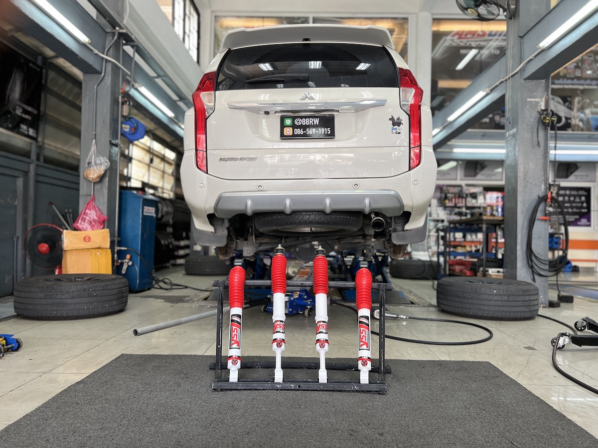 ติดตั้งโช้คอัพ YSS DTG Plus ปรับ 7 ระดับ สำหรับ Mitsubishi Pajero คืนความหนึบแน่น ที่ร้านยางเจริญรุ่งเรือง นนทบุรี