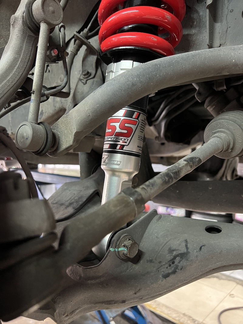 TOYOTA FORTUNER 2012 อัพเกรดช่วงล่าง เน้นตัวท้อป ใช้งานประจำวันแทนชุดเดิมที่ใช้งานมานาน พร้อมอัพเกรดระบบเบรกนั้นอย่างดี งานนี้อัปเกรดชุดใหญ่ เน้น Performance & Safety! โช้คอัพ YSS Z-SERIES (FULL SET): โช้คอัพ Monotube ตัวท็อป ปรับ Rebound ได้ 30 ระดับ มอบฟีลลิ่ง "นิ่ง นุ่ม หนึบ" ให้รถเกาะถนนในทุกย่านความเร็ว สปริง YSS PERFORMANCE: ออกแบบมาเพื่อทำงานร่วมกับ Z-Series โดยเฉพาะ ช่วย บาลานซ์น้ำหนัก และลดอาการโคลงเคลง จานเบรก TRW XPS (อัปเกรด): จานเบรกเซาะร่องคุณภาพสูง ทนความร้อน และช่วยระบายฝุ่น/ก๊าซจากการเบรก ผ้าเบรก NEXZTER PRO SPEC: ผ้าเบรกเกรดสปอร์ต ทนความร้อนสูง ให้แรงเบรกที่มั่นคงและสม่ำเสมอ สิ่งที่จะได้รับหลังจากติดตั้ง: สมรรถนะระดับพรีเมียม: ช่วงล่างและเบรกที่ทำงานร่วมกันอย่างสมบูรณ์แบบ ปลอดภัยกว่าเดิมหลายเท่าตัว การควบคุมที่แม่นยำ: เข้าโค้งมั่นใจ ลดอาการโคลงเคลง แม้ขับด้วยความเร็วสูง จบครบในที่เดียว: ติดตั้ง Setup และตั้งศูนย์โดยทีมช่างผู้เชี่ยวชาญ เหมาะสำหรับใคร? เจ้าของ Fortuner ที่ต้องการ Performance สูงสุดในการขับขี่ ผู้ที่เน้นความปลอดภัยและต้องการช่วงล่างที่พร้อมลุยทุกสภาพถนน อัปเกรดรถคุณให้เหนือกว่าใคร ด้วยบริการติดตั้งชุดใหญ่จาก #ยางเจริญรุ่งเรือง สอบถามข้อมูลเพิ่มเติม หรือนัดหมายเข้ารับบริการ ️ : 08-6569-1915 ️ : 08-6544-5963 Line id : @88rw Location : https://goo.gl/maps/HrNUAZXPN94KvxZ98 Facebook : https://www.facebook.com/88rwtire #Toyota #Fortuner #YSS #ZSeries #Nexzter #TRW #โช้คอัพ #เบรก #ช่วงล่าง #ยางเจริญรุ่งเรือง #นนทบุรี #งามวงศ์วาน TOYOTA FORTUNER 2012 อัพเกรดช่วงล่าง เน้นตัวท้อป ใช้งานประจำวันแทนชุดเดิมที่ใช้งานมานาน พร้อมอัพเกรดระบบเบรกนั้นอย่างดี งานนี้อัปเกรดชุดใหญ่ เน้น Performance & Safety! โช้คอัพ YSS Z-SERIES (FULL SET): โช้คอัพ Monotube ตัวท็อป ปรับ Rebound ได้ 30 ระดับ มอบฟีลลิ่ง "นิ่ง นุ่ม หนึบ" ให้รถเกาะถนนในทุกย่านความเร็ว สปริง YSS PERFORMANCE: ออกแบบมาเพื่อทำงานร่วมกับ Z-Series โดยเฉพาะ ช่วย บาลานซ์น้ำหนัก และลดอาการโคลงเคลง จานเบรก TRW XPS (อัปเกรด): จานเบรกเซาะร่องคุณภาพสูง ทนความร้อน และช่วยระบายฝุ่น/ก๊าซจากการเบรก ผ้าเบรก NEXZTER PRO SPEC: ผ้าเบรกเกรดสปอร์ต ทนความร้อนสูง ให้แรงเบรกที่มั่นคงและสม่ำเสมอ สิ่งที่จะได้รับหลังจากติดตั้ง: สมรรถนะระดับพรีเมียม: ช่วงล่างและเบรกที่ทำงานร่วมกันอย่างสมบูรณ์แบบ ปลอดภัยกว่าเดิมหลายเท่าตัว การควบคุมที่แม่นยำ: เข้าโค้งมั่นใจ ลดอาการโคลงเคลง แม้ขับด้วยความเร็วสูง จบครบในที่เดียว: ติดตั้ง Setup และตั้งศูนย์โดยทีมช่างผู้เชี่ยวชาญ เหมาะสำหรับใคร? เจ้าของ Fortuner ที่ต้องการ Performance สูงสุดในการขับขี่ ผู้ที่เน้นความปลอดภัยและต้องการช่วงล่างที่พร้อมลุยทุกสภาพถนน อัปเกรดรถคุณให้เหนือกว่าใคร ด้วยบริการติดตั้งชุดใหญ่จาก #ยางเจริญรุ่งเรือง สอบถามข้อมูลเพิ่มเติม หรือนัดหมายเข้ารับบริการ ️ : 08-6569-1915 ️ : 08-6544-5963 Line id : @88rw Location : https://goo.gl/maps/HrNUAZXPN94KvxZ98 Facebook : https://www.facebook.com/88rwtire #Toyota #Fortuner #YSS #ZSeries #Nexzter #TRW #โช้คอัพ #เบรก #ช่วงล่าง #ยางเจริญรุ่งเรือง #นนทบุรี #งามวงศ์วาน