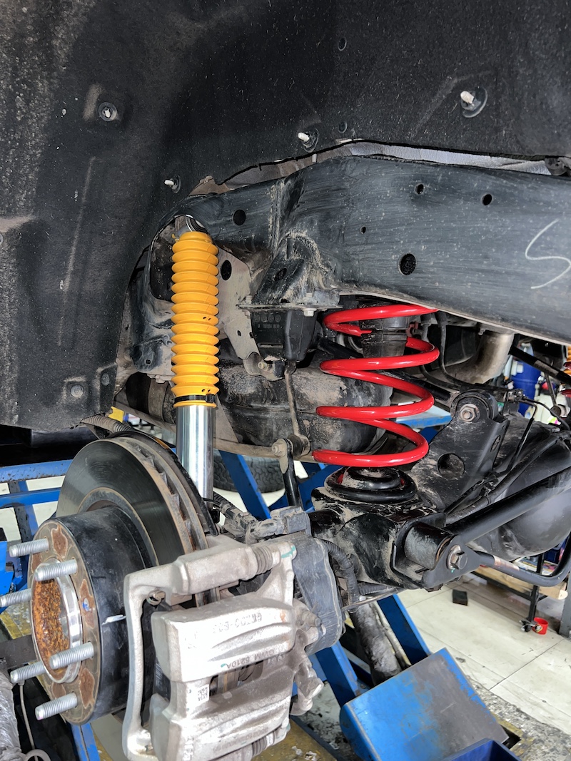 TANK 300 | โช้คอัพ YSS X-Sport + สปริง Performance | หนึบ แกร่ง พร้อมลุยทุกเส้นทาง - ยางเจริญรุ่งเรือง TANK 300 คันนี้...อัปเกรดความแกร่งให้เป็น "สายลุย" ตัวจริง! ️ ใครใช้ TANK 300 แล้วต้องการให้รถพร้อมลุยออฟโรด, ขับทางไกลมั่นใจขึ้น, และได้ช่วงล่างที่ หนึบแน่น ทรงตัวดีเยี่ยม... ถึงเวลาเปลี่ยนมาใช้ชุดอัปเกรดระดับ Performance แล้วครับ! ติดตั้งชุดโช้คอัพ YSS X-Sport พร้อมสปริง YSS Performance สิ่งที่จะได้รับหลังจากติดตั้ง: สมรรถนะ Off-Road ขั้นสูง: โช้คอัพ YSS X-Sport (Monotube) ออกแบบมาเพื่อการใช้งานที่ทนทานภายใต้แรงกระแทกหนักๆ หนึบ นิ่ง มั่นใจ: ลดอาการโคลงและโยนของตัวรถอย่างชัดเจน ทำให้เข้าโค้งมั่นใจแม้บนถนนขรุขระ ระบายความร้อนยอดเยี่ยม: ด้วยระบบ Monotube และซับแทงก์ (Sub-Tank) (ในบางรุ่นย่อย) ทำให้โช้คอัพทำงานเสถียรต่อเนื่อง จบครบในที่เดียว: ติดตั้ง Setup และ ตั้งศูนย์ (Hunter) โดยทีมช่างผู้เชี่ยวชาญ เหมาะสำหรับใคร? เจ้าของ TANK 300 ที่เน้นการขับขี่แบบ Adventure / Off-Road ผู้ที่ต้องการ Performance สูงสุด ทั้งความทนทานและการควบคุมรถ ปล่อยความแกร่งที่ซ่อนอยู่! อัปเกรดช่วงล่าง TANK 300 กับเราวันนี้ครับ สอบถามข้อมูลเพิ่มเติม หรือนัดหมายเข้ารับบริการ ️ : 08-6569-1915 ️ : 08-6544-5963 Line id : @88rw Location : https://goo.gl/maps/HrNUAZXPN94KvxZ98 Facebook : https://www.facebook.com/88rwtire #TANK300 #TANK #YSS #YSSSuspension #XSport #โช้คอัพ #ช่วงล่าง #สายลุย #Offroad #ยางเจริญรุ่งเรือง #นนทบุรี #งามวงศ์วาน #ตั้งศูนย์ TANK 300 | โช้คอัพ YSS X-Sport + สปริง Performance | หนึบ แกร่ง พร้อมลุยทุกเส้นทาง - ยางเจริญรุ่งเรือง TANK 300 คันนี้...อัปเกรดความแกร่งให้เป็น "สายลุย" ตัวจริง! ️ ใครใช้ TANK 300 แล้วต้องการให้รถพร้อมลุยออฟโรด, ขับทางไกลมั่นใจขึ้น, และได้ช่วงล่างที่ หนึบแน่น ทรงตัวดีเยี่ยม... ถึงเวลาเปลี่ยนมาใช้ชุดอัปเกรดระดับ Performance แล้วครับ! ติดตั้งชุดโช้คอัพ YSS X-Sport พร้อมสปริง YSS Performance สิ่งที่จะได้รับหลังจากติดตั้ง: สมรรถนะ Off-Road ขั้นสูง: โช้คอัพ YSS X-Sport (Monotube) ออกแบบมาเพื่อการใช้งานที่ทนทานภายใต้แรงกระแทกหนักๆ หนึบ นิ่ง มั่นใจ: ลดอาการโคลงและโยนของตัวรถอย่างชัดเจน ทำให้เข้าโค้งมั่นใจแม้บนถนนขรุขระ ระบายความร้อนยอดเยี่ยม: ด้วยระบบ Monotube และซับแทงก์ (Sub-Tank) (ในบางรุ่นย่อย) ทำให้โช้คอัพทำงานเสถียรต่อเนื่อง จบครบในที่เดียว: ติดตั้ง Setup และ ตั้งศูนย์ (Hunter) โดยทีมช่างผู้เชี่ยวชาญ เหมาะสำหรับใคร? เจ้าของ TANK 300 ที่เน้นการขับขี่แบบ Adventure / Off-Road ผู้ที่ต้องการ Performance สูงสุด ทั้งความทนทานและการควบคุมรถ ปล่อยความแกร่งที่ซ่อนอยู่! อัปเกรดช่วงล่าง TANK 300 กับเราวันนี้ครับ สอบถามข้อมูลเพิ่มเติม หรือนัดหมายเข้ารับบริการ ️ : 08-6569-1915 ️ : 08-6544-5963 Line id : @88rw Location : https://goo.gl/maps/HrNUAZXPN94KvxZ98 Facebook : https://www.facebook.com/88rwtire #TANK300 #TANK #YSS #YSSSuspension #XSport #โช้คอัพ #ช่วงล่าง #สายลุย #Offroad #ยางเจริญรุ่งเรือง #นนทบุรี #งามวงศ์วาน #ตั้งศูนย์