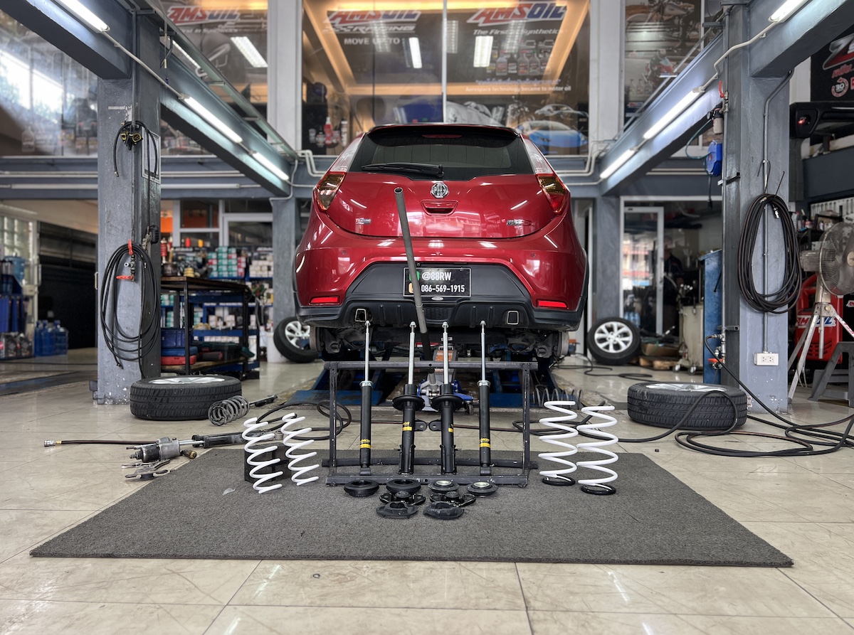 MG 3 | โช้ค Monroe OE Spectrum + สปริง YSS Comfort | อัปเกรดความนุ่มสบาย ลดอาการดีด - ยางเจริญรุ่งเรือง นนทบุรี MG 3 คันนี้...จบปัญหารถกระด้าง! อัปเกรดความสบายขั้นสุด! ใครใช้ MG 3 แล้วรู้สึกว่าช่วงล่างยัง แข็งกระด้าง, ดีด หรือต้องการความนุ่มนวลที่มากกว่าเดิม... ถึงเวลาเปลี่ยนชุดอัปเกรดที่มอบความสบายสไตล์รถยุโรปแล้วครับ! เราจัดชุดอัปเกรดที่สมบูรณ์แบบเพื่อความสบายสูงสุด! โช้คอัพ Monroe OE Spectrum: คืนความ นุ่มนวล สบายสไตล์รถยุโรป ด้วยเทคโนโลยี ICV ช่วยลดเสียงและแรงสั่นสะเทือน สปริง YSS Comfort: สปริงคุณภาพสูงที่ออกแบบมาเพื่อ เพิ่มความนุ่ม และลดอาการดีดของรถได้อย่างชัดเจน จบครบในที่เดียว: ติดตั้งโดยทีมช่างผู้เชี่ยวชาญ พร้อมบริการ ตั้งศูนย์ (Hunter) ที่แม่นยำ สิ่งที่จะได้รับหลังจากติดตั้ง: ความนุ่มนวลระดับพรีเมียม: ฟีลลิ่งการขับขี่ที่นุ่มสบายและยืดหยุ่นสูง ไร้กังวลเรื่องความกระด้าง: ลดอาการดีดและโคลงเคลงของรถเล็ก ความมั่นคงที่เพิ่มขึ้น: รถทรงตัวได้นิ่งขึ้น เข้าโค้งมั่นใจ เหมาะสำหรับใคร? เจ้าของ MG 3 ที่เน้น ความสบายสูงสุด ในการขับขี่ประจำวัน ผู้ที่ต้องการอัปเกรดช่วงล่างให้มีความมั่นคง ปลอดภัย และนุ่มนวลยิ่งขึ้น เปลี่ยนรถคุณให้ขับขี่สบายและปลอดภัยกว่าเดิม! ชุดนี้คือคำตอบที่ลงตัวครับ สอบถามข้อมูลเพิ่มเติม หรือนัดหมายเข้ารับบริการ ️ : 08-6569-1915 ️ : 08-6544-5963 Line id : @88rw Location : https://goo.gl/maps/HrNUAZXPN94KvxZ98 Facebook : https://www.facebook.com/88rwtire #MG #MG3 #Monroe #OESpectrum #YSS #YSSComfort #โช้คอัพ #ช่วงล่าง #ยางเจริญรุ่งเรือง #นนทบุรี #งามวงศ์วาน #ตั้งศูนย์ #อะไหล่ช่วงล่าง MG 3 | โช้ค Monroe OE Spectrum + สปริง YSS Comfort | อัปเกรดความนุ่มสบาย ลดอาการดีด - ยางเจริญรุ่งเรือง นนทบุรี MG 3 คันนี้...จบปัญหารถกระด้าง! อัปเกรดความสบายขั้นสุด! ใครใช้ MG 3 แล้วรู้สึกว่าช่วงล่างยัง แข็งกระด้าง, ดีด หรือต้องการความนุ่มนวลที่มากกว่าเดิม... ถึงเวลาเปลี่ยนชุดอัปเกรดที่มอบความสบายสไตล์รถยุโรปแล้วครับ! เราจัดชุดอัปเกรดที่สมบูรณ์แบบเพื่อความสบายสูงสุด! โช้คอัพ Monroe OE Spectrum: คืนความ นุ่มนวล สบายสไตล์รถยุโรป ด้วยเทคโนโลยี ICV ช่วยลดเสียงและแรงสั่นสะเทือน สปริง YSS Comfort: สปริงคุณภาพสูงที่ออกแบบมาเพื่อ เพิ่มความนุ่ม และลดอาการดีดของรถได้อย่างชัดเจน จบครบในที่เดียว: ติดตั้งโดยทีมช่างผู้เชี่ยวชาญ พร้อมบริการ ตั้งศูนย์ (Hunter) ที่แม่นยำ สิ่งที่จะได้รับหลังจากติดตั้ง: ความนุ่มนวลระดับพรีเมียม: ฟีลลิ่งการขับขี่ที่นุ่มสบายและยืดหยุ่นสูง ไร้กังวลเรื่องความกระด้าง: ลดอาการดีดและโคลงเคลงของรถเล็ก ความมั่นคงที่เพิ่มขึ้น: รถทรงตัวได้นิ่งขึ้น เข้าโค้งมั่นใจ เหมาะสำหรับใคร? เจ้าของ MG 3 ที่เน้น ความสบายสูงสุด ในการขับขี่ประจำวัน ผู้ที่ต้องการอัปเกรดช่วงล่างให้มีความมั่นคง ปลอดภัย และนุ่มนวลยิ่งขึ้น เปลี่ยนรถคุณให้ขับขี่สบายและปลอดภัยกว่าเดิม! ชุดนี้คือคำตอบที่ลงตัวครับ สอบถามข้อมูลเพิ่มเติม หรือนัดหมายเข้ารับบริการ ️ : 08-6569-1915 ️ : 08-6544-5963 Line id : @88rw Location : https://goo.gl/maps/HrNUAZXPN94KvxZ98 Facebook : https://www.facebook.com/88rwtire #MG #MG3 #Monroe #OESpectrum #YSS #YSSComfort #โช้คอัพ #ช่วงล่าง #ยางเจริญรุ่งเรือง #นนทบุรี #งามวงศ์วาน #ตั้งศูนย์ #อะไหล่ช่วงล่าง