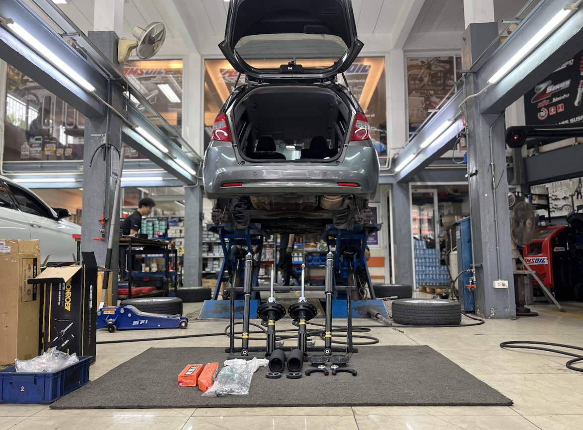 Honda Jazz GE | โช้คอัพ Monroe OE Spectrum | คืนความนุ่มนวล สบายสไตล์ยุโรป - ยางเจริญรุ่งเรือง นนทบุรี Honda Jazz GE ติดตั้งโช้คอัพ Monroe OE Spectrum พร้อมอะไหล่ส่วนควบใหม่ครบชุด สิ่งที่จะได้รับหลังจากติดตั้ง: ฟีลลิ่งแบบรถยุโรป: โช้คอัพ Monroe OE Spectrum ให้ความ นุ่มนวล และยืดหยุ่นสูง ขับสบายในทุกสภาพถนน ไร้กังวลเรื่องเสียง: เทคโนโลยี ICV ช่วยลดแรงสั่นสะเทือนและเสียงรบกวนในห้องโดยสาร ทนทานกว่าเดิม: ผลิตด้วยวัสดุคุณภาพสูง ทนทานต่อการใช้งาน และยืดอายุการใช้งานของช่วงล่าง ความมั่นคงที่เพิ่มขึ้น: รถทรงตัวได้นิ่งขึ้น ลดอาการโคลงเคลง เข้าโค้งมั่นใจ เหมาะสำหรับใคร? เจ้าของ Honda Jazz GE ที่ต้องการความสบายในการขับขี่ประจำวัน ผู้ที่ต้องการอัปเกรดช่วงล่างให้มีความมั่นคง ปลอดภัย และนุ่มนวลยิ่งขึ้น สำหรับเจ้าของ Jazz ที่อยากได้ฟีลลิ่งขับขี่ที่สบายขึ้น แต่มั่นใจกว่าเดิม Monroe OE Spectrum คือคำตอบ! สอบถามข้อมูลเพิ่มเติม หรือนัดหมายเข้ารับบริการ ️ : 08-6569-1915 ️ : 08-6544-5963 Line id : @88rw Location : https://goo.gl/maps/HrNUAZXPN94KvxZ98 Facebook : https://www.facebook.com/88rwtire #Honda #Jazz #JazzGE #Monroe #OESpectrum #โช้คอัพ #ช่วงล่าง #ยางเจริญรุ่งเรือง #นนทบุรี #งามวงศ์วาน #ตั้งศูนย์ #อะไหล่ช่วงล่าง Honda Jazz GE | โช้คอัพ Monroe OE Spectrum | คืนความนุ่มนวล สบายสไตล์ยุโรป - ยางเจริญรุ่งเรือง นนทบุรี Honda Jazz GE ติดตั้งโช้คอัพ Monroe OE Spectrum พร้อมอะไหล่ส่วนควบใหม่ครบชุด สิ่งที่จะได้รับหลังจากติดตั้ง: ฟีลลิ่งแบบรถยุโรป: โช้คอัพ Monroe OE Spectrum ให้ความ นุ่มนวล และยืดหยุ่นสูง ขับสบายในทุกสภาพถนน ไร้กังวลเรื่องเสียง: เทคโนโลยี ICV ช่วยลดแรงสั่นสะเทือนและเสียงรบกวนในห้องโดยสาร ทนทานกว่าเดิม: ผลิตด้วยวัสดุคุณภาพสูง ทนทานต่อการใช้งาน และยืดอายุการใช้งานของช่วงล่าง ความมั่นคงที่เพิ่มขึ้น: รถทรงตัวได้นิ่งขึ้น ลดอาการโคลงเคลง เข้าโค้งมั่นใจ เหมาะสำหรับใคร? เจ้าของ Honda Jazz GE ที่ต้องการความสบายในการขับขี่ประจำวัน ผู้ที่ต้องการอัปเกรดช่วงล่างให้มีความมั่นคง ปลอดภัย และนุ่มนวลยิ่งขึ้น สำหรับเจ้าของ Jazz ที่อยากได้ฟีลลิ่งขับขี่ที่สบายขึ้น แต่มั่นใจกว่าเดิม Monroe OE Spectrum คือคำตอบ! สอบถามข้อมูลเพิ่มเติม หรือนัดหมายเข้ารับบริการ ️ : 08-6569-1915 ️ : 08-6544-5963 Line id : @88rw Location : https://goo.gl/maps/HrNUAZXPN94KvxZ98 Facebook : https://www.facebook.com/88rwtire #Honda #Jazz #JazzGE #Monroe #OESpectrum #โช้คอัพ #ช่วงล่าง #ยางเจริญรุ่งเรือง #นนทบุรี #งามวงศ์วาน #ตั้งศูนย์ #อะไหล่ช่วงล่าง