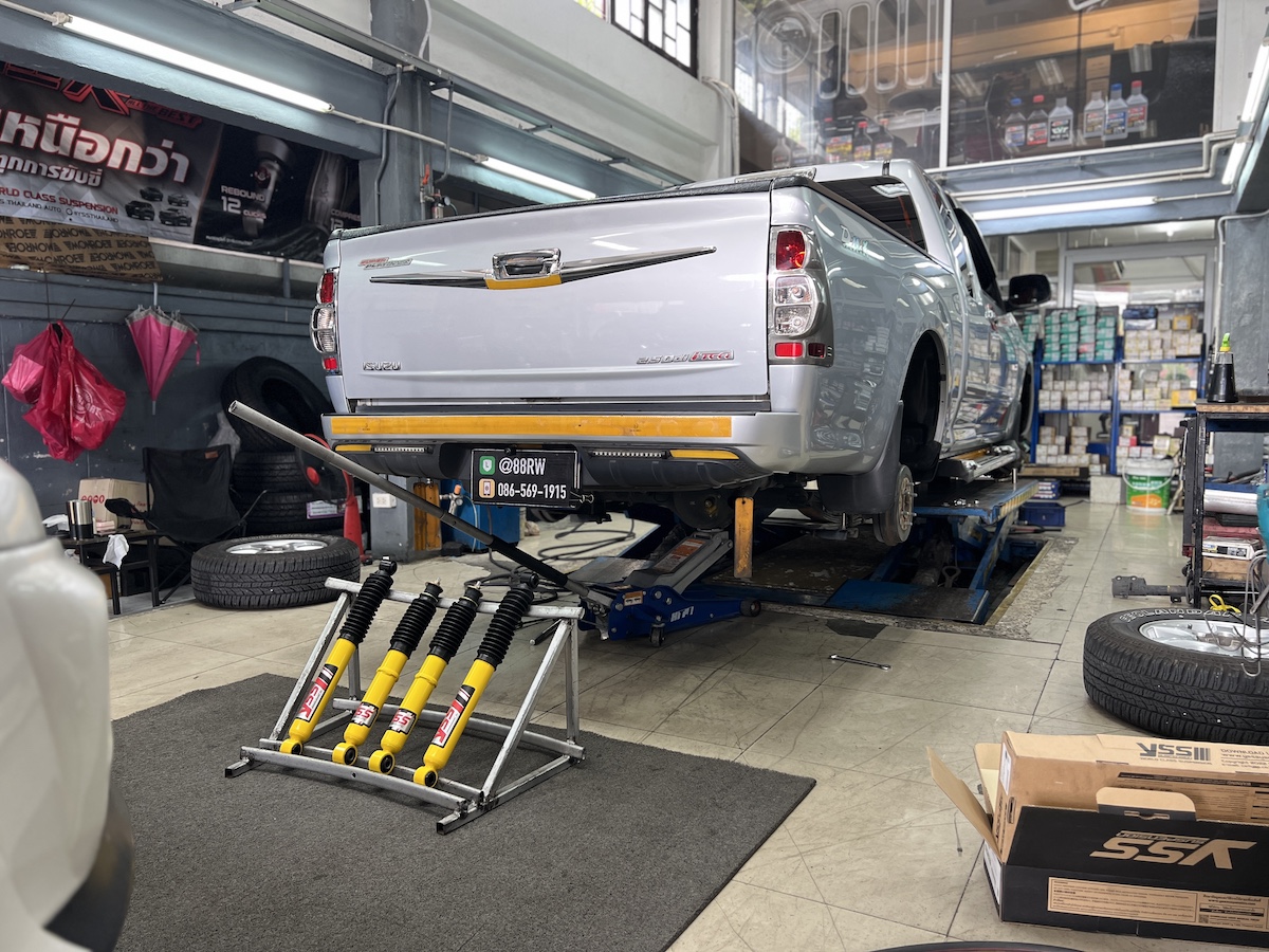 Isuzu D-Max ตัวเตี้ย อัปเกรดด้วยโช้คอัพ YSS DTG สิ่งที่จะได้รับหลังจากติดตั้ง: ฟีลลิ่งนุ่มนวล มั่นใจ: ด้วยเทคโนโลยี VVSC ที่ช่วยให้รถนุ่มนวลเมื่อขับช้า และหนึบแน่นเมื่อใช้ความเร็ว ควบคุมรถได้ดีขึ้น: ลดอาการโคลงและโยนตัวของรถ ทำให้เข้าโค้งมั่นใจกว่าเดิม เหมาะกับการใช้งานประจำวัน ทนทานคุ้มค่า: โช้คอัพ Twin-Tube คุณภาพสูง ทำงานได้อย่างเสถียร จบครบทุกปัญหา: ติดตั้งตรงรุ่นโดยทีมช่างผู้เชี่ยวชาญ พร้อมบริการตั้งศูนย์ด้วยเครื่องมือที่ทันสมัยที่สุด เหมาะสำหรับใคร? เจ้าของ D-Max ตัวเตี้ย ที่ต้องการ เปลี่ยนโช้คอัพทดแทนของเดิม ที่เสื่อมสภาพ ผู้ที่ต้องการยกระดับ Performance ให้ดีกว่าโช้คเดิมติดรถ ในงบประมาณที่คุ้มค่า เปลี่ยนรถคุณให้ขับขี่สนุกและปลอดภัยกว่าเดิม! นัดหมายเข้ารับบริการได้เลยครับ สอบถามข้อมูลเพิ่มเติม หรือนัดหมายเข้ารับบริการ ️ : 08-6569-1915 ️ : 08-6544-5963 Line id : @88rw Location : https://goo.gl/maps/HrNUAZXPN94KvxZ98 Facebook : https://www.facebook.com/88rwtire #Isuzu #Dmax #Dmaxตัวเตี้ย #YSS #YSSSuspension #DTG #โช้คอัพ #ช่วงล่าง #ยางเจริญรุ่งเรือง #นนทบุรี #งามวงศ์วาน Isuzu D-Max ตัวเตี้ย อัปเกรดด้วยโช้คอัพ YSS DTG สิ่งที่จะได้รับหลังจากติดตั้ง: ฟีลลิ่งนุ่มนวล มั่นใจ: ด้วยเทคโนโลยี VVSC ที่ช่วยให้รถนุ่มนวลเมื่อขับช้า และหนึบแน่นเมื่อใช้ความเร็ว ควบคุมรถได้ดีขึ้น: ลดอาการโคลงและโยนตัวของรถ ทำให้เข้าโค้งมั่นใจกว่าเดิม เหมาะกับการใช้งานประจำวัน ทนทานคุ้มค่า: โช้คอัพ Twin-Tube คุณภาพสูง ทำงานได้อย่างเสถียร จบครบทุกปัญหา: ติดตั้งตรงรุ่นโดยทีมช่างผู้เชี่ยวชาญ พร้อมบริการตั้งศูนย์ด้วยเครื่องมือที่ทันสมัยที่สุด เหมาะสำหรับใคร? เจ้าของ D-Max ตัวเตี้ย ที่ต้องการ เปลี่ยนโช้คอัพทดแทนของเดิม ที่เสื่อมสภาพ ผู้ที่ต้องการยกระดับ Performance ให้ดีกว่าโช้คเดิมติดรถ ในงบประมาณที่คุ้มค่า เปลี่ยนรถคุณให้ขับขี่สนุกและปลอดภัยกว่าเดิม! นัดหมายเข้ารับบริการได้เลยครับ สอบถามข้อมูลเพิ่มเติม หรือนัดหมายเข้ารับบริการ ️ : 08-6569-1915 ️ : 08-6544-5963 Line id : @88rw Location : https://goo.gl/maps/HrNUAZXPN94KvxZ98 Facebook : https://www.facebook.com/88rwtire #Isuzu #Dmax #Dmaxตัวเตี้ย #YSS #YSSSuspension #DTG #โช้คอัพ #ช่วงล่าง #ยางเจริญรุ่งเรือง #นนทบุรี #งามวงศ์วาน