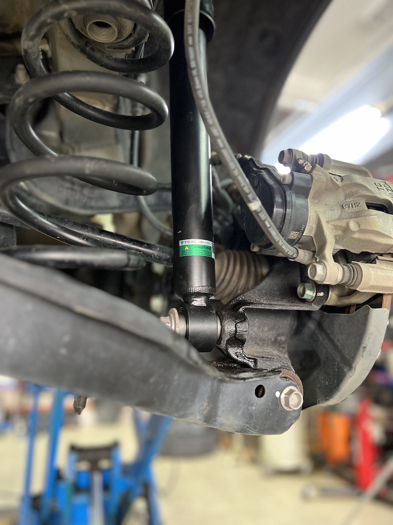 Mazda CX-5 ติดตั้งโช้คอัพ Tein EnduraPro Basic พร้อมอะไหล่ส่วนควบใหม่ทั้งหมด สิ่งที่จะได้รับหลังจากติดตั้ง: ฟีลลิ่งหนึบแน่นสไตล์ญี่ปุ่น: โช้คอัพ Tein EnduraPro Basic ให้ความหนึบแน่นที่เหนือกว่าโช้คเดิม แต่ยังคงความนุ่มนวลไว้ เทคโนโลยี H.B.S.: ช่วยดูดซับแรงกระแทกในจังหวะยุบตัวสุด ลดอาการกระดอนเมื่อเจอหลุมหรือคอสะพาน คุณภาพมาตรฐาน OEM: ผลิตจากวัสดุคุณภาพสูง ทนทาน และติดตั้งแทนของเดิมได้ทันที ไม่ต้องดัดแปลง ความมั่นคงที่เพิ่มขึ้น: รถทรงตัวได้นิ่งขึ้น เข้าโค้งมั่นใจ ลดอาการโคลงเคลงของรถ SUV เหมาะสำหรับใคร? เจ้าของ CX-5 ที่ต้องการความหนึบและมั่นคงในการขับขี่ประจำวัน ผู้ที่ต้องการอัปเกรดความทนทานและความปลอดภัยของช่วงล่าง โดยไม่ต้องการโหลดเตี้ย สำหรับเจ้าของ CX-5 ที่อยากได้ฟีลลิ่งขับขี่ที่มั่นใจกว่าเดิม Tein EnduraPro Basic คือคำตอบ! สอบถามข้อมูลเพิ่มเติม หรือนัดหมายเข้ารับบริการ ️ : 08-6569-1915 ️ : 08-6544-5963 Line id : @88rw Location : https://goo.gl/maps/HrNUAZXPN94KvxZ98 Facebook : https://www.facebook.com/88rwtire #Mazda #CX5 #CX5KF #Tein #EnduraPro #โช้คอัพ #ช่วงล่าง #ยางเจริญรุ่งเรือง #นนทบุรี #งามวงศ์วาน #ยางรถยนต์นนทบุรี #ช่วงล่างรถยนต์ #โช้คอัพรถยนต์ Mazda CX-5 ติดตั้งโช้คอัพ Tein EnduraPro Basic พร้อมอะไหล่ส่วนควบใหม่ทั้งหมด สิ่งที่จะได้รับหลังจากติดตั้ง: ฟีลลิ่งหนึบแน่นสไตล์ญี่ปุ่น: โช้คอัพ Tein EnduraPro Basic ให้ความหนึบแน่นที่เหนือกว่าโช้คเดิม แต่ยังคงความนุ่มนวลไว้ เทคโนโลยี H.B.S.: ช่วยดูดซับแรงกระแทกในจังหวะยุบตัวสุด ลดอาการกระดอนเมื่อเจอหลุมหรือคอสะพาน คุณภาพมาตรฐาน OEM: ผลิตจากวัสดุคุณภาพสูง ทนทาน และติดตั้งแทนของเดิมได้ทันที ไม่ต้องดัดแปลง ความมั่นคงที่เพิ่มขึ้น: รถทรงตัวได้นิ่งขึ้น เข้าโค้งมั่นใจ ลดอาการโคลงเคลงของรถ SUV เหมาะสำหรับใคร? เจ้าของ CX-5 ที่ต้องการความหนึบและมั่นคงในการขับขี่ประจำวัน ผู้ที่ต้องการอัปเกรดความทนทานและความปลอดภัยของช่วงล่าง โดยไม่ต้องการโหลดเตี้ย สำหรับเจ้าของ CX-5 ที่อยากได้ฟีลลิ่งขับขี่ที่มั่นใจกว่าเดิม Tein EnduraPro Basic คือคำตอบ! สอบถามข้อมูลเพิ่มเติม หรือนัดหมายเข้ารับบริการ ️ : 08-6569-1915 ️ : 08-6544-5963 Line id : @88rw Location : https://goo.gl/maps/HrNUAZXPN94KvxZ98 Facebook : https://www.facebook.com/88rwtire #Mazda #CX5 #CX5KF #Tein #EnduraPro #โช้คอัพ #ช่วงล่าง #ยางเจริญรุ่งเรือง #นนทบุรี #งามวงศ์วาน #ยางรถยนต์นนทบุรี #ช่วงล่างรถยนต์ #โช้คอัพรถยนต์