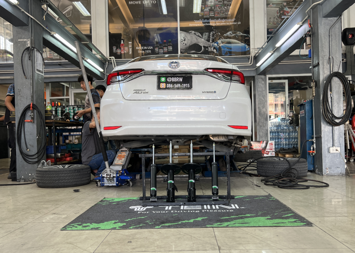 Toyota Altis NRE ติดตั้งโช้คอัพ Tein EnduraPro Basic พร้อมอะไหล่ส่วนควบใหม่ทั้งหมด สิ่งที่จะได้รับหลังจากติดตั้ง: ฟีลลิ่งหนึบแน่นสไตล์ญี่ปุ่น: โช้คอัพ Tein EnduraPro Basic ให้ความหนึบแน่นที่เหนือกว่าโช้คเดิม แต่ยังคงความนุ่มนวลไว้ เทคโนโลยี H.B.S.: ช่วยดูดซับแรงกระแทกในจังหวะยุบตัวสุด ลดอาการกระดอนเมื่อเจอหลุมหรือคอสะพาน คุณภาพมาตรฐาน OEM: ผลิตจากวัสดุคุณภาพสูง ทนทาน และติดตั้งแทนของเดิมได้ทันที ไม่ต้องดัดแปลง ความมั่นคงที่เพิ่มขึ้น: รถทรงตัวได้นิ่งขึ้น เข้าโค้งมั่นใจ ลดอาการโคลงเคลง เหมาะสำหรับใคร? เจ้าของ Altis รุ่นใหม่ที่ต้องการความหนึบและมั่นคงในการขับขี่ประจำวัน ผู้ที่ต้องการอัปเกรดความทนทานและความปลอดภัยของช่วงล่าง โดยไม่ต้องการโหลดเตี้ย สำหรับเจ้าของ Altis ที่อยากได้ฟีลลิ่งขับขี่ที่มั่นใจกว่าเดิม Tein EnduraPro Basic คือคำตอบ! สอบถามข้อมูลเพิ่มเติม หรือนัดหมายเข้ารับบริการ ️ : 08-6569-1915 ️ : 08-6544-5963 Line id : @88rw Location : https://goo.gl/maps/HrNUAZXPN94KvxZ98 Facebook : https://www.facebook.com/88rwtire #Toyota #Altis #Altis2020 #Tein #EnduraPro #โช้คอัพ #ช่วงล่าง #ยางเจริญรุ่งเรือง #นนทบุรี #งามวงศ์วาน Toyota Altis NRE ติดตั้งโช้คอัพ Tein EnduraPro Basic พร้อมอะไหล่ส่วนควบใหม่ทั้งหมด สิ่งที่จะได้รับหลังจากติดตั้ง: ฟีลลิ่งหนึบแน่นสไตล์ญี่ปุ่น: โช้คอัพ Tein EnduraPro Basic ให้ความหนึบแน่นที่เหนือกว่าโช้คเดิม แต่ยังคงความนุ่มนวลไว้ เทคโนโลยี H.B.S.: ช่วยดูดซับแรงกระแทกในจังหวะยุบตัวสุด ลดอาการกระดอนเมื่อเจอหลุมหรือคอสะพาน คุณภาพมาตรฐาน OEM: ผลิตจากวัสดุคุณภาพสูง ทนทาน และติดตั้งแทนของเดิมได้ทันที ไม่ต้องดัดแปลง ความมั่นคงที่เพิ่มขึ้น: รถทรงตัวได้นิ่งขึ้น เข้าโค้งมั่นใจ ลดอาการโคลงเคลง เหมาะสำหรับใคร? เจ้าของ Altis รุ่นใหม่ที่ต้องการความหนึบและมั่นคงในการขับขี่ประจำวัน ผู้ที่ต้องการอัปเกรดความทนทานและความปลอดภัยของช่วงล่าง โดยไม่ต้องการโหลดเตี้ย สำหรับเจ้าของ Altis ที่อยากได้ฟีลลิ่งขับขี่ที่มั่นใจกว่าเดิม Tein EnduraPro Basic คือคำตอบ! สอบถามข้อมูลเพิ่มเติม หรือนัดหมายเข้ารับบริการ ️ : 08-6569-1915 ️ : 08-6544-5963 Line id : @88rw Location : https://goo.gl/maps/HrNUAZXPN94KvxZ98 Facebook : https://www.facebook.com/88rwtire #Toyota #Altis #Altis2020 #Tein #EnduraPro #โช้คอัพ #ช่วงล่าง #ยางเจริญรุ่งเรือง #นนทบุรี #งามวงศ์วาน