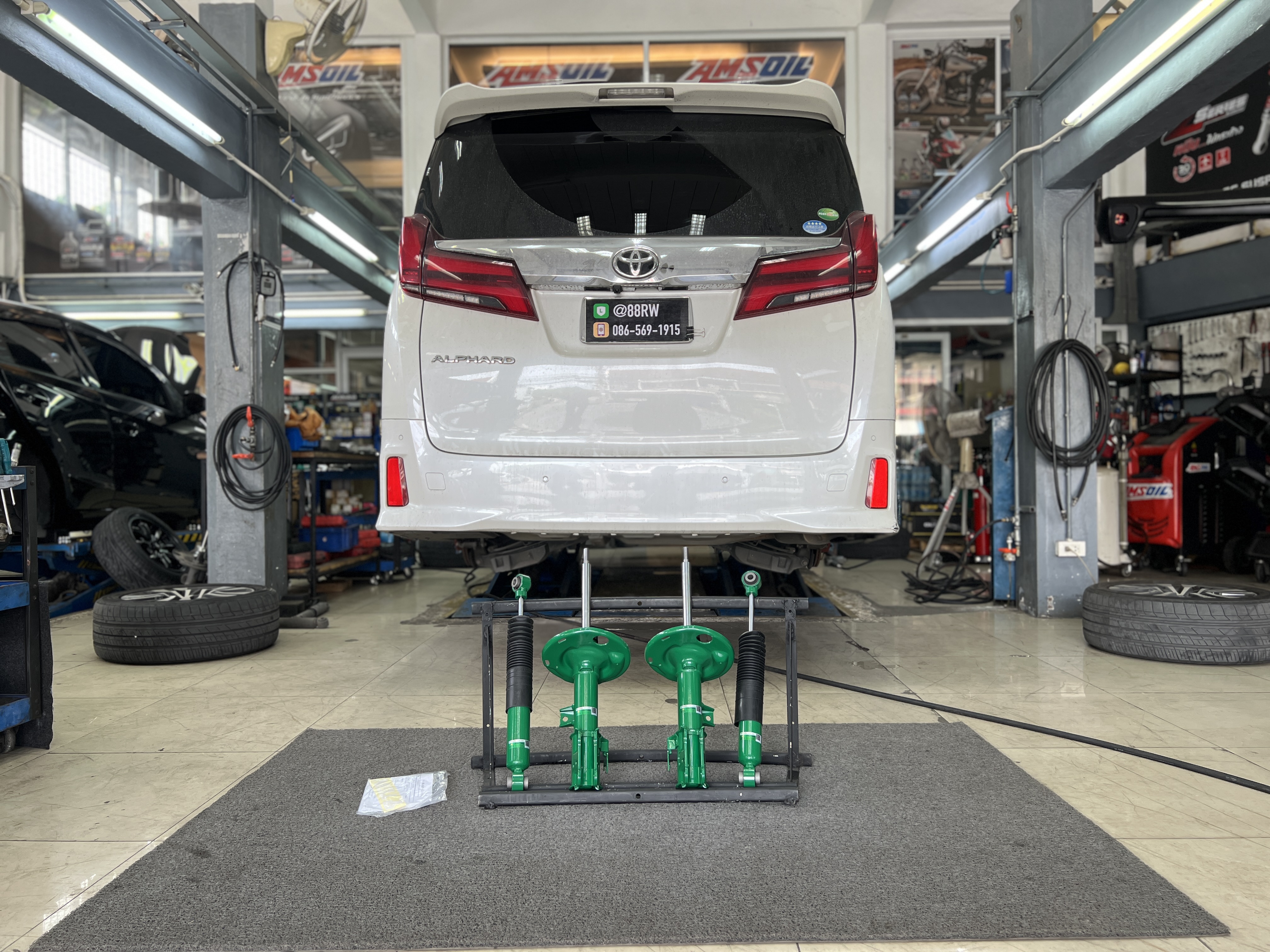 Toyota Alphard AGH30 ช่วงล่างเริ่มแข็ง หรืออยากได้ความนุ่มนวลและมั่นคงที่เหนือกว่าของเดิมติดรถ... ถึงเวลาอัปเกรดเพื่อความสบายระดับ First Class แล้วครับ! ติดตั้งโช้คอัพ Tein EnduraPro พร้อมอะไหล่ส่วนควบใหม่ทั้งหมด สิ่งที่จะได้รับหลังจากติดตั้ง: นุ่มนวล มั่นคงกว่าเดิม: โช้คอัพ Tein EnduraPro ให้ความหนึบแน่นที่เหนือกว่าโช้คเดิม แต่ยังคงความนุ่มสบายสำหรับผู้โดยสาร เทคโนโลยี H.B.S.: ช่วยดูดซับแรงกระแทกในจังหวะยุบตัวสุด ลดอาการกระดอนเมื่อเจอหลุมหรือรอยต่อถนน คุณภาพมาตรฐาน OEM: ผลิตจากวัสดุคุณภาพสูง ทนทาน และติดตั้งแทนของเดิมได้ทันที ไม่ต้องดัดแปลง คืนความสมบูรณ์แบบ: เปลี่ยนพร้อมอะไหล่ส่วนควบที่จำเป็นทั้งหมด ทำให้ช่วงล่างกลับมาทำงานได้อย่างลงตัว เหมาะสำหรับใคร? เจ้าของ Alphard ที่เน้นความนุ่มสบายและต้องการความมั่นคงในการขับขี่ ผู้ที่ต้องการอัปเกรดความทนทานและความปลอดภัยของช่วงล่าง  ยกระดับความสบายให้รถครอบครัว/รถผู้บริหารของคุณด้วย Tein EnduraPro!  สอบถามข้อมูลเพิ่มเติม หรือนัดหมายเข้ารับบริการ ️ : 08-6569-1915 ️ : 08-6544-5963  Line id : @88rw  Location : https://goo.gl/maps/HrNUAZXPN94KvxZ98  Facebook : https://www.facebook.com/88rwtire #Toyota #Alphard #AGH30 #Tein #EnduraPro #โช้คอัพ #ช่วงล่าง #ยางเจริญรุ่งเรือง #นนทบุรี #งามวงศ์วาน #รถตู้ #รถครอบครัว