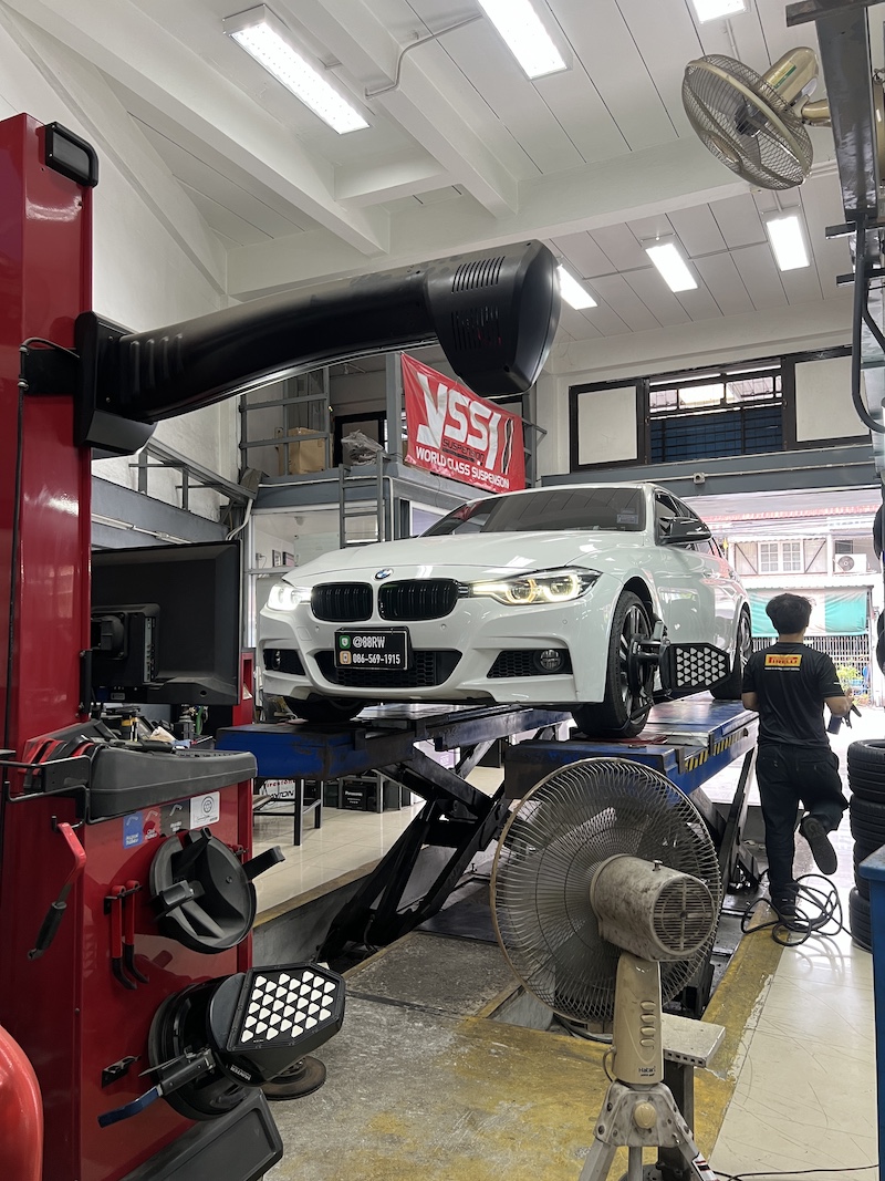 BMW Series 3 F30 | โช้คอัพ Tein EnduraPro Basic | คืนความหนึบแน่นสไตล์สปอร์ต - ยางเจริญรุ่งเรือง นนทบุรี BMW F30 คันนี้...อัปเกรดความหนึบ คืนฟีลลิ่งขับขี่สปอร์ตที่แท้จริง! ใครใช้ BMW Series 3 (F30) แล้วรู้สึกว่าช่วงล่างเริ่มแข็งกระด้างเกินไป หรือโช้คอัพเดิมถึงเวลาต้องเปลี่ยน... ถึงเวลาเปลี่ยนโช้คอัพใหม่ เพื่อการขับขี่ที่มั่นใจและสบายกว่าที่เคย! เราขอแนะนำชุดอัปเกรดโช้คอัพที่ครบจบในชุดเดียว! ติดตั้งโช้คอัพ Tein EnduraPro Basic พร้อมอะไหล่ส่วนควบใหม่ครบชุด สิ่งที่จะได้รับหลังจากติดตั้ง: ฟีลลิ่งหนึบแน่นสไตล์ญี่ปุ่น: โช้คอัพ Tein EnduraPro Basic ให้ความหนึบแน่นที่ลงตัวตามแบบฉบับรถยุโรป เทคโนโลยี H.B.S.: ช่วยดูดซับแรงกระแทกในจังหวะยุบตัวสุด ลดอาการกระดอนเมื่อเจอหลุม คุณภาพมาตรฐาน OEM: ผลิตจากวัสดุคุณภาพสูง ทนทาน และติดตั้งแทนของเดิมได้ทันที ไม่ต้องดัดแปลง ความมั่นคงที่เพิ่มขึ้น: รถทรงตัวได้นิ่งขึ้น เข้าโค้งมั่นใจ ลดอาการโคลงเคลง เหมาะสำหรับใคร? เจ้าของ BMW F30 ที่ต้องการความหนึบและมั่นคงในการขับขี่ประจำวัน ผู้ที่ต้องการอัปเกรดความทนทานและความปลอดภัยของช่วงล่าง โดยไม่ต้องการโหลดเตี้ย สำหรับเจ้าของ BMW ที่อยากได้ฟีลลิ่งขับขี่ที่มั่นใจกว่าเดิม Tein EnduraPro Basic คือคำตอบ! สอบถามข้อมูลเพิ่มเติม หรือนัดหมายเข้ารับบริการ ️ : 08-6569-1915 ️ : 08-6544-5963 Line id : @88rw Location : https://goo.gl/maps/HrNUAZXPN94KvxZ98 Facebook : https://www.facebook.com/88rwtire #BMW #Series3 #F30 #Tein #EnduraPro #โช้คอัพ #ช่วงล่าง #ยางเจริญรุ่งเรือง #นนทบุรี #งามวงศ์วาน #ตั้งศูนย์ #รถยุโรป BMW Series 3 F30 | โช้คอัพ Tein EnduraPro Basic | คืนความหนึบแน่นสไตล์สปอร์ต - ยางเจริญรุ่งเรือง นนทบุรี BMW F30 คันนี้...อัปเกรดความหนึบ คืนฟีลลิ่งขับขี่สปอร์ตที่แท้จริง! ใครใช้ BMW Series 3 (F30) แล้วรู้สึกว่าช่วงล่างเริ่มแข็งกระด้างเกินไป หรือโช้คอัพเดิมถึงเวลาต้องเปลี่ยน... ถึงเวลาเปลี่ยนโช้คอัพใหม่ เพื่อการขับขี่ที่มั่นใจและสบายกว่าที่เคย! เราขอแนะนำชุดอัปเกรดโช้คอัพที่ครบจบในชุดเดียว! ติดตั้งโช้คอัพ Tein EnduraPro Basic พร้อมอะไหล่ส่วนควบใหม่ครบชุด สิ่งที่จะได้รับหลังจากติดตั้ง: ฟีลลิ่งหนึบแน่นสไตล์ญี่ปุ่น: โช้คอัพ Tein EnduraPro Basic ให้ความหนึบแน่นที่ลงตัวตามแบบฉบับรถยุโรป เทคโนโลยี H.B.S.: ช่วยดูดซับแรงกระแทกในจังหวะยุบตัวสุด ลดอาการกระดอนเมื่อเจอหลุม คุณภาพมาตรฐาน OEM: ผลิตจากวัสดุคุณภาพสูง ทนทาน และติดตั้งแทนของเดิมได้ทันที ไม่ต้องดัดแปลง ความมั่นคงที่เพิ่มขึ้น: รถทรงตัวได้นิ่งขึ้น เข้าโค้งมั่นใจ ลดอาการโคลงเคลง เหมาะสำหรับใคร? เจ้าของ BMW F30 ที่ต้องการความหนึบและมั่นคงในการขับขี่ประจำวัน ผู้ที่ต้องการอัปเกรดความทนทานและความปลอดภัยของช่วงล่าง โดยไม่ต้องการโหลดเตี้ย สำหรับเจ้าของ BMW ที่อยากได้ฟีลลิ่งขับขี่ที่มั่นใจกว่าเดิม Tein EnduraPro Basic คือคำตอบ! สอบถามข้อมูลเพิ่มเติม หรือนัดหมายเข้ารับบริการ ️ : 08-6569-1915 ️ : 08-6544-5963 Line id : @88rw Location : https://goo.gl/maps/HrNUAZXPN94KvxZ98 Facebook : https://www.facebook.com/88rwtire #BMW #Series3 #F30 #Tein #EnduraPro #โช้คอัพ #ช่วงล่าง #ยางเจริญรุ่งเรือง #นนทบุรี #งามวงศ์วาน #ตั้งศูนย์ #รถยุโรป