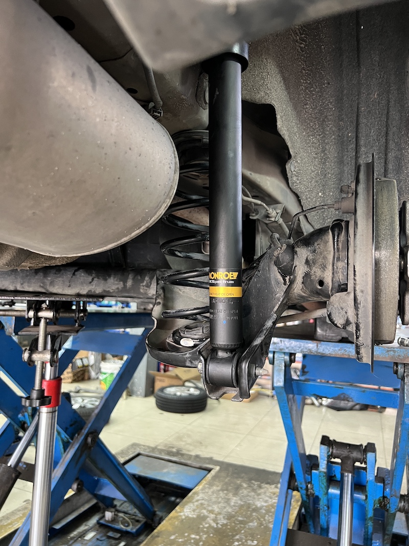 ติดตั้งโช้คอัพ Monroe OE Spectrum, ยาง Michelin Primacy 4, ปีกนกล่างแท้ และบูชคานหลัง สำหรับ Honda City 2015 ที่ร้านยางเจริญรุ่งเรือง นนทบุรี ติดตั้งโช้คอัพ Monroe OE Spectrum, ยาง Michelin Primacy 4, ปีกนกล่างแท้ และบูชคานหลัง สำหรับ Honda City 2015 ที่ร้านยางเจริญรุ่งเรือง นนทบุรี