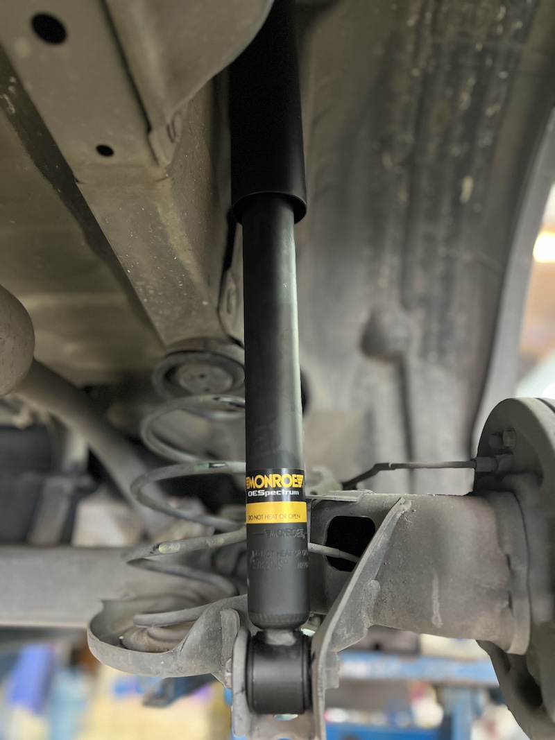 Suzuki Swift 1.2 | โช้คอัพ Monroe OE Spectrum | คืนความนุ่มนวล สบายสไตล์ยุโรป - ยางเจริญรุ่งเรือง นนทบุรี  เราขอแนะนำชุดอัปเกรดที่ครบจบในชุดเดียว! ติดตั้งโช้คอัพ Monroe OE Spectrum พร้อมอะไหล่ส่วนควบใหม่ทั้งหมด  สิ่งที่จะได้รับหลังจากติดตั้ง:  ฟีลลิ่งแบบรถยุโรป: โช้คอัพ Monroe OE Spectrum ให้ความ นุ่มนวล และยืดหยุ่นสูง ขับสบายในทุกสภาพถนน  ไร้กังวลเรื่องเสียง: เทคโนโลยี ICV ช่วยลดแรงสั่นสะเทือนและเสียงรบกวนในห้องโดยสาร ทำให้การขับขี่เงียบขึ้น  ทนทานกว่าเดิม: ผลิตด้วยวัสดุคุณภาพสูง ทนทานต่อการใช้งาน และยืดอายุการใช้งานของช่วงล่าง  ความมั่นคงที่เพิ่มขึ้น: รถทรงตัวได้นิ่งขึ้น ลดอาการโคลงเคลง เข้าโค้งมั่นใจ  เหมาะสำหรับใคร?  เจ้าของ Suzuki Swift ที่ต้องการความสบายในการขับขี่ประจำวัน  ผู้ที่ต้องการอัปเกรดช่วงล่างให้มีความมั่นคง ปลอดภัย และนุ่มนวลยิ่งขึ้น   สำหรับเจ้าของ Swift ที่อยากได้ฟีลลิ่งขับขี่ที่สบายขึ้น แต่มั่นใจกว่าเดิม Monroe OE Spectrum คือคำตอบ!   สอบถามข้อมูลเพิ่มเติม หรือนัดหมายเข้ารับบริการ ️ : 08-6569-1915 ️ : 08-6544-5963  Line id : @88rw  Location : https://goo.gl/maps/HrNUAZXPN94KvxZ98  Facebook : https://www.facebook.com/88rwtire  #Suzuki #Swift #Swift12 #Monroe #OESpectrum #โช้คอัพ #ช่วงล่าง #ยางเจริญรุ่งเรือง #นนทบุรี #งามวงศ์วาน #ตั้งศูนย์ #อะไหล่ช่วงล่าง