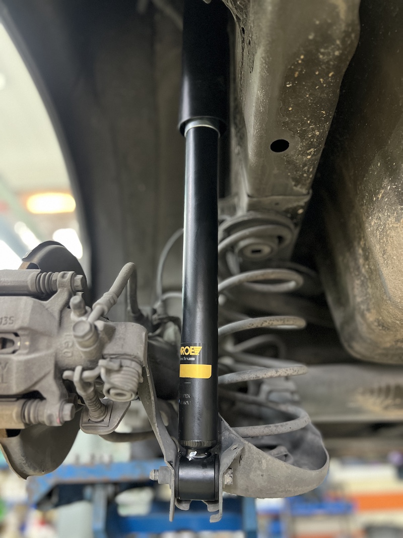 Honda Jazz GE | โช้คอัพ Monroe OE Spectrum | คืนความนุ่มนวล สบายสไตล์ยุโรป - ยางเจริญรุ่งเรือง นนทบุรี Honda Jazz GE ติดตั้งโช้คอัพ Monroe OE Spectrum พร้อมอะไหล่ส่วนควบใหม่ครบชุด สิ่งที่จะได้รับหลังจากติดตั้ง: ฟีลลิ่งแบบรถยุโรป: โช้คอัพ Monroe OE Spectrum ให้ความ นุ่มนวล และยืดหยุ่นสูง ขับสบายในทุกสภาพถนน ไร้กังวลเรื่องเสียง: เทคโนโลยี ICV ช่วยลดแรงสั่นสะเทือนและเสียงรบกวนในห้องโดยสาร ทนทานกว่าเดิม: ผลิตด้วยวัสดุคุณภาพสูง ทนทานต่อการใช้งาน และยืดอายุการใช้งานของช่วงล่าง ความมั่นคงที่เพิ่มขึ้น: รถทรงตัวได้นิ่งขึ้น ลดอาการโคลงเคลง เข้าโค้งมั่นใจ เหมาะสำหรับใคร? เจ้าของ Honda Jazz GE ที่ต้องการความสบายในการขับขี่ประจำวัน ผู้ที่ต้องการอัปเกรดช่วงล่างให้มีความมั่นคง ปลอดภัย และนุ่มนวลยิ่งขึ้น สำหรับเจ้าของ Jazz ที่อยากได้ฟีลลิ่งขับขี่ที่สบายขึ้น แต่มั่นใจกว่าเดิม Monroe OE Spectrum คือคำตอบ! สอบถามข้อมูลเพิ่มเติม หรือนัดหมายเข้ารับบริการ ️ : 08-6569-1915 ️ : 08-6544-5963 Line id : @88rw Location : https://goo.gl/maps/HrNUAZXPN94KvxZ98 Facebook : https://www.facebook.com/88rwtire #Honda #Jazz #JazzGE #Monroe #OESpectrum #โช้คอัพ #ช่วงล่าง #ยางเจริญรุ่งเรือง #นนทบุรี #งามวงศ์วาน #ตั้งศูนย์ #อะไหล่ช่วงล่าง Honda Jazz GE | โช้คอัพ Monroe OE Spectrum | คืนความนุ่มนวล สบายสไตล์ยุโรป - ยางเจริญรุ่งเรือง นนทบุรี Honda Jazz GE ติดตั้งโช้คอัพ Monroe OE Spectrum พร้อมอะไหล่ส่วนควบใหม่ครบชุด สิ่งที่จะได้รับหลังจากติดตั้ง: ฟีลลิ่งแบบรถยุโรป: โช้คอัพ Monroe OE Spectrum ให้ความ นุ่มนวล และยืดหยุ่นสูง ขับสบายในทุกสภาพถนน ไร้กังวลเรื่องเสียง: เทคโนโลยี ICV ช่วยลดแรงสั่นสะเทือนและเสียงรบกวนในห้องโดยสาร ทนทานกว่าเดิม: ผลิตด้วยวัสดุคุณภาพสูง ทนทานต่อการใช้งาน และยืดอายุการใช้งานของช่วงล่าง ความมั่นคงที่เพิ่มขึ้น: รถทรงตัวได้นิ่งขึ้น ลดอาการโคลงเคลง เข้าโค้งมั่นใจ เหมาะสำหรับใคร? เจ้าของ Honda Jazz GE ที่ต้องการความสบายในการขับขี่ประจำวัน ผู้ที่ต้องการอัปเกรดช่วงล่างให้มีความมั่นคง ปลอดภัย และนุ่มนวลยิ่งขึ้น สำหรับเจ้าของ Jazz ที่อยากได้ฟีลลิ่งขับขี่ที่สบายขึ้น แต่มั่นใจกว่าเดิม Monroe OE Spectrum คือคำตอบ! สอบถามข้อมูลเพิ่มเติม หรือนัดหมายเข้ารับบริการ ️ : 08-6569-1915 ️ : 08-6544-5963 Line id : @88rw Location : https://goo.gl/maps/HrNUAZXPN94KvxZ98 Facebook : https://www.facebook.com/88rwtire #Honda #Jazz #JazzGE #Monroe #OESpectrum #โช้คอัพ #ช่วงล่าง #ยางเจริญรุ่งเรือง #นนทบุรี #งามวงศ์วาน #ตั้งศูนย์ #อะไหล่ช่วงล่าง