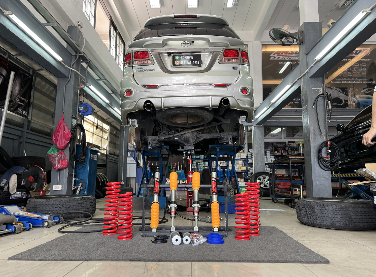 Toyota Fortuner 2005 | โช้ค YSS E-Series + สปริง YSS Performance | แก้ปัญหากระแทกท้ายรถ - ยางเจริญรุ่งเรือง Fortuner 2005 คันนี้...จบปัญหา "ท้ายกระแทก" เวลานั่งเต็มคัน! ใครใช้ Toyota Fortuner (Gen 1) แล้วเจอปัญหาใหญ่เวลาเดินทางกับครอบครัว คือ "ท้ายกระแทก" หรือ "ช่วงล่างทรุด" เมื่อมีผู้โดยสารด้านหลัง... ถึงเวลาอัปเกรดชุดใหญ่ที่แก้ปัญหาได้ตรงจุดแล้วครับ! เราจัดชุดอัปเกรดสมรรถนะ พร้อมแก้ไขปัญหาความแข็งแรงของช่วงล่าง: โช้คอัพ YSS E-Series: โช้คอัพ Monotube คุณภาพสูง คืนความหนึบแน่น และลดอาการโคลงเคลง สปริง YSS Performance (ความสูงเดิม): สปริงที่ออกแบบมาเพื่อ รองรับน้ำหนักและบาลานซ์รถ PPV โดยเฉพาะ ช่วยให้รถไม่ทรุด/ไม่กระแทกง่ายเมื่อบรรทุกเต็มคัน เปลี่ยน บู้ชปีกนกล่าง และ ลูกหมากปีกนกล่างใหม่: คืนความแม่นยำและความแข็งแรงของจุดยึดช่วงล่าง สิ่งที่จะได้รับหลังจากเข้ารับบริการ: หายขาดจากอาการท้ายกระแทก: รถทรงตัวได้ดีเยี่ยมแม้มีผู้โดยสารเต็มคัน หนึบ นิ่ง ขับสบาย: ได้ฟีลลิ่งการขับขี่ที่มั่นคงปลอดภัยกว่าโช้คเดิมที่เสื่อมสภาพ ความทนทานสูงสุด: ชิ้นส่วนช่วงล่างใหม่ทำงานร่วมกับโช้คอัพและสปริง Performance อย่างสมบูรณ์แบบ จบครบในที่เดียว: ติดตั้ง Setup และตั้งศูนย์โดยทีมช่างผู้เชี่ยวชาญ อย่าปล่อยให้ผู้โดยสารบ่น! อัปเกรดช่วงล่างที่แก้ปัญหาได้จริงกับเราวันนี้ครับ สอบถามข้อมูลเพิ่มเติม หรือนัดหมายเข้ารับบริการ ️ : 08-6569-1915 ️ : 08-6544-5963 Line id : @88rw Location : https://goo.gl/maps/HrNUAZXPN94KvxZ98 Facebook : https://www.facebook.com/88rwtire #Toyota #Fortuner #Fortuner2005 #YSS #ESeries #YSSPerformance #แก้ท้ายกระแทก #โช้คอัพ #ช่วงล่าง #ยางเจริญรุ่งเรือง #นนทบุรี #งามวงศ์วาน #ตั้งศูนย์ Toyota Fortuner 2005 | โช้ค YSS E-Series + สปริง YSS Performance | แก้ปัญหากระแทกท้ายรถ - ยางเจริญรุ่งเรือง Fortuner 2005 คันนี้...จบปัญหา "ท้ายกระแทก" เวลานั่งเต็มคัน! ใครใช้ Toyota Fortuner (Gen 1) แล้วเจอปัญหาใหญ่เวลาเดินทางกับครอบครัว คือ "ท้ายกระแทก" หรือ "ช่วงล่างทรุด" เมื่อมีผู้โดยสารด้านหลัง... ถึงเวลาอัปเกรดชุดใหญ่ที่แก้ปัญหาได้ตรงจุดแล้วครับ! เราจัดชุดอัปเกรดสมรรถนะ พร้อมแก้ไขปัญหาความแข็งแรงของช่วงล่าง: โช้คอัพ YSS E-Series: โช้คอัพ Monotube คุณภาพสูง คืนความหนึบแน่น และลดอาการโคลงเคลง สปริง YSS Performance (ความสูงเดิม): สปริงที่ออกแบบมาเพื่อ รองรับน้ำหนักและบาลานซ์รถ PPV โดยเฉพาะ ช่วยให้รถไม่ทรุด/ไม่กระแทกง่ายเมื่อบรรทุกเต็มคัน เปลี่ยน บู้ชปีกนกล่าง และ ลูกหมากปีกนกล่างใหม่: คืนความแม่นยำและความแข็งแรงของจุดยึดช่วงล่าง สิ่งที่จะได้รับหลังจากเข้ารับบริการ: หายขาดจากอาการท้ายกระแทก: รถทรงตัวได้ดีเยี่ยมแม้มีผู้โดยสารเต็มคัน หนึบ นิ่ง ขับสบาย: ได้ฟีลลิ่งการขับขี่ที่มั่นคงปลอดภัยกว่าโช้คเดิมที่เสื่อมสภาพ ความทนทานสูงสุด: ชิ้นส่วนช่วงล่างใหม่ทำงานร่วมกับโช้คอัพและสปริง Performance อย่างสมบูรณ์แบบ จบครบในที่เดียว: ติดตั้ง Setup และตั้งศูนย์โดยทีมช่างผู้เชี่ยวชาญ อย่าปล่อยให้ผู้โดยสารบ่น! อัปเกรดช่วงล่างที่แก้ปัญหาได้จริงกับเราวันนี้ครับ สอบถามข้อมูลเพิ่มเติม หรือนัดหมายเข้ารับบริการ ️ : 08-6569-1915 ️ : 08-6544-5963 Line id : @88rw Location : https://goo.gl/maps/HrNUAZXPN94KvxZ98 Facebook : https://www.facebook.com/88rwtire #Toyota #Fortuner #Fortuner2005 #YSS #ESeries #YSSPerformance #แก้ท้ายกระแทก #โช้คอัพ #ช่วงล่าง #ยางเจริญรุ่งเรือง #นนทบุรี #งามวงศ์วาน #ตั้งศูนย์