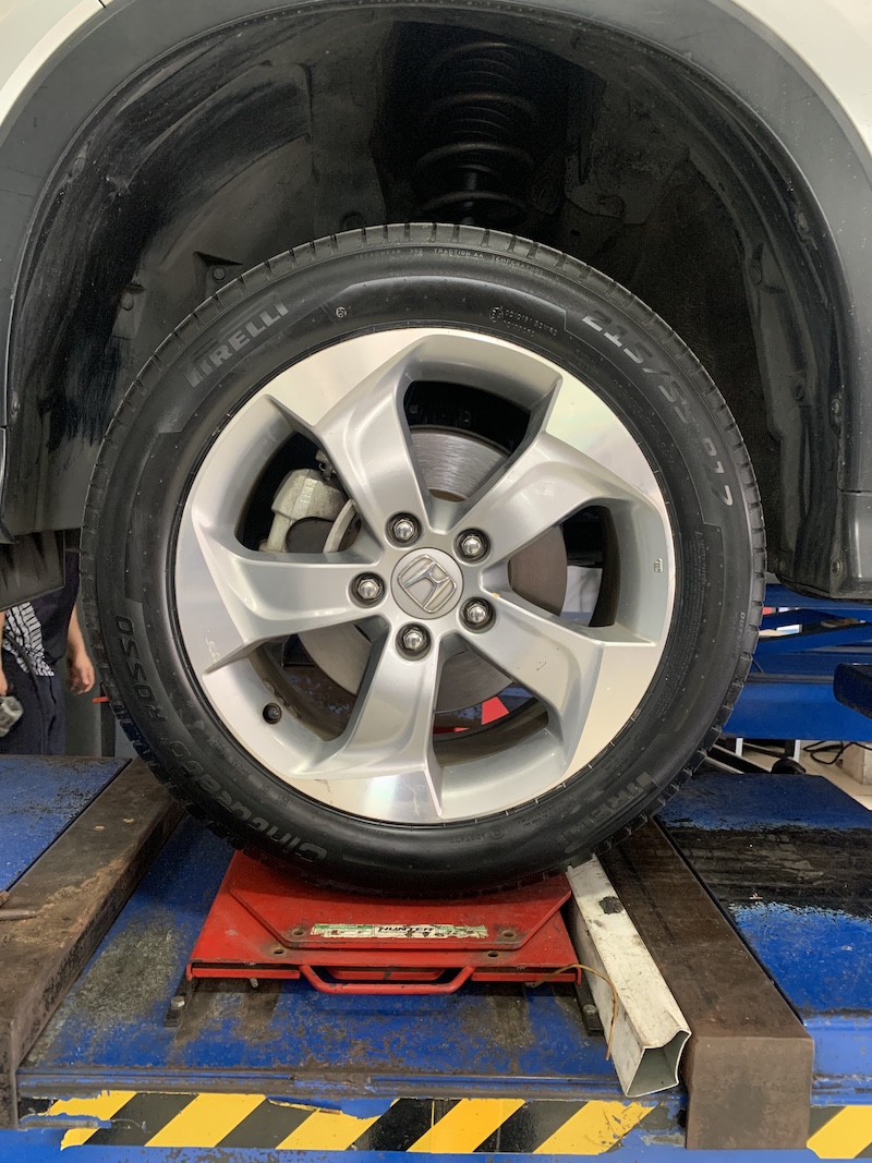 Honda HR-V เปลี่ยนโช้คอัพทั้งคัน พร้อมยางรถยนต์ ใช้งานประจำวันฟ ใครใช้ Honda HR-V แล้วรู้สึกว่าช่วงล่างเริ่มแข็งกระด้าง ย้วย และถึงเวลาเปลี่ยนยางชุดใหม่แล้ว... เราจัดชุดอัปเกรด Performance & Comfort ที่สมบูรณ์แบบที่สุดในราคาคุ้มค่า! งานนี้ครบจบในที่เดียว! โช้คอัพ Tein EnduraPro Basic: คืนความ หนึบแน่น สไตล์ญี่ปุ่น ด้วยเทคโนโลยี H.B.S. ที่ช่วยซับแรงกระแทกจากหลุมบ่อ ลดอาการกระดอน ยาง Pirelli Cinturato Rosso (215/55R17): ยางสมรรถนะสูงที่เน้นความ แม่นยำในการควบคุม เกาะถนนได้ดีเยี่ยมบนถนนแห้งและเปียก (พร้อมประกันยาง 1 ปี หรือ 25,000 กม.) จบครบทุกขั้นตอน: ติดตั้งโช้คอัพพร้อมอะไหล่ส่วนควบใหม่ทั้งหมด, เปลี่ยนยาง และ ตั้งศูนย์ถ่วงล้อ โดยทีมช่างผู้เชี่ยวชาญ สิ่งที่จะได้รับหลังจากติดตั้ง: ความปลอดภัยเต็มพิกัด: ยางและโช้คอัพใหม่ทำงานร่วมกันอย่างสมบูรณ์ การควบคุมที่มั่นคง: รถเกาะถนนได้ดีขึ้น เข้าโค้งมั่นใจ ไม่โคลงเคลง ความทนทานสูง: มั่นใจในคุณภาพอะไหล่พรีเมียมจากญี่ปุ่นและยางยุโรป ถึงเวลาคืนความนิ่งและความมั่นใจให้ HR-V ของคุณแล้ว! สอบถามข้อมูลเพิ่มเติม หรือนัดหมายเข้ารับบริการ ️ : 08-6569-1915 ️ : 08-6544-5963 Line id : @88rw Location : https://goo.gl/maps/HrNUAZXPN94KvxZ98 Facebook : https://www.facebook.com/88rwtire #Honda #HRV #Tein #EnduraPro #Pirelli #CinturatoRosso #ยางรถยนต์ #โช้คอัพ #ช่วงล่าง #ยางเจริญรุ่งเรือง #นนทบุรี #งามวงศ์วาน Honda HR-V เปลี่ยนโช้คอัพทั้งคัน พร้อมยางรถยนต์ ใช้งานประจำวันฟ ใครใช้ Honda HR-V แล้วรู้สึกว่าช่วงล่างเริ่มแข็งกระด้าง ย้วย และถึงเวลาเปลี่ยนยางชุดใหม่แล้ว... เราจัดชุดอัปเกรด Performance & Comfort ที่สมบูรณ์แบบที่สุดในราคาคุ้มค่า! งานนี้ครบจบในที่เดียว! โช้คอัพ Tein EnduraPro Basic: คืนความ หนึบแน่น สไตล์ญี่ปุ่น ด้วยเทคโนโลยี H.B.S. ที่ช่วยซับแรงกระแทกจากหลุมบ่อ ลดอาการกระดอน ยาง Pirelli Cinturato Rosso (215/55R17): ยางสมรรถนะสูงที่เน้นความ แม่นยำในการควบคุม เกาะถนนได้ดีเยี่ยมบนถนนแห้งและเปียก (พร้อมประกันยาง 1 ปี หรือ 25,000 กม.) จบครบทุกขั้นตอน: ติดตั้งโช้คอัพพร้อมอะไหล่ส่วนควบใหม่ทั้งหมด, เปลี่ยนยาง และ ตั้งศูนย์ถ่วงล้อ โดยทีมช่างผู้เชี่ยวชาญ สิ่งที่จะได้รับหลังจากติดตั้ง: ความปลอดภัยเต็มพิกัด: ยางและโช้คอัพใหม่ทำงานร่วมกันอย่างสมบูรณ์ การควบคุมที่มั่นคง: รถเกาะถนนได้ดีขึ้น เข้าโค้งมั่นใจ ไม่โคลงเคลง ความทนทานสูง: มั่นใจในคุณภาพอะไหล่พรีเมียมจากญี่ปุ่นและยางยุโรป ถึงเวลาคืนความนิ่งและความมั่นใจให้ HR-V ของคุณแล้ว! สอบถามข้อมูลเพิ่มเติม หรือนัดหมายเข้ารับบริการ ️ : 08-6569-1915 ️ : 08-6544-5963 Line id : @88rw Location : https://goo.gl/maps/HrNUAZXPN94KvxZ98 Facebook : https://www.facebook.com/88rwtire #Honda #HRV #Tein #EnduraPro #Pirelli #CinturatoRosso #ยางรถยนต์ #โช้คอัพ #ช่วงล่าง #ยางเจริญรุ่งเรือง #นนทบุรี #งามวงศ์วาน