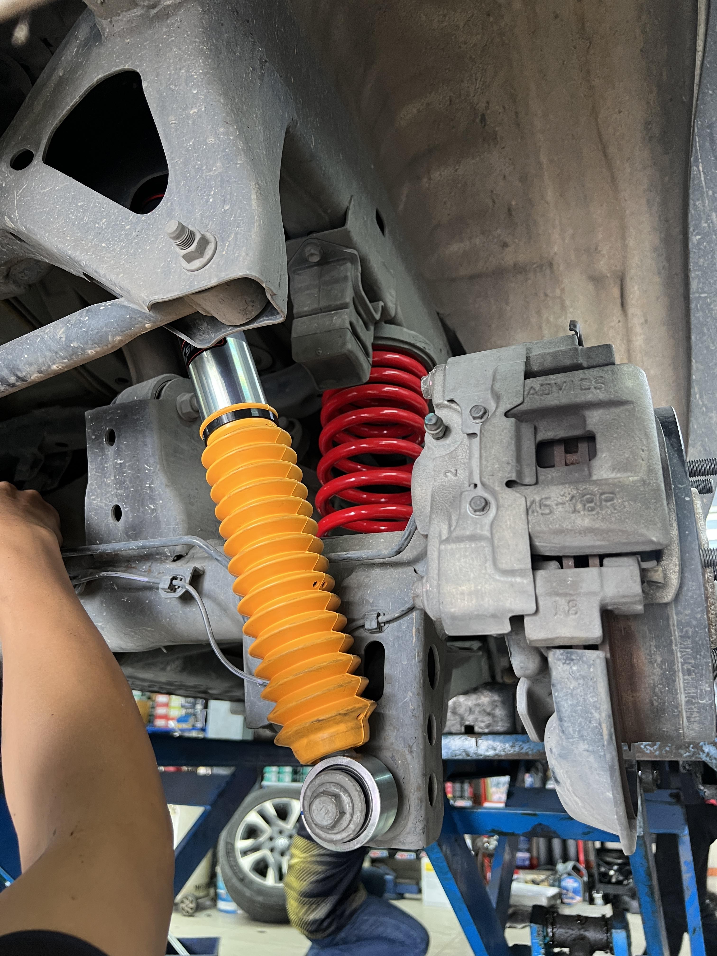 ติดตั้ง YSS E-Series fullset โช้คอัพพร้อมสปริงอัปเกรด สำหรับ Toyota Fortuner 2018 ที่ร้านยางเจริญรุ่งเรือง นนทบุรี ลูกค้าจากนครปฐม เน้นนุ่มนวลใช้งานประจำวัน พร้อมตั้งศูนย์ Hunter 3D ติดตั้ง YSS E-Series fullset โช้คอัพพร้อมสปริงอัปเกรด สำหรับ Toyota Fortuner 2018 ที่ร้านยางเจริญรุ่งเรือง นนทบุรี ลูกค้าจากนครปฐม เน้นนุ่มนวลใช้งานประจำวัน พร้อมตั้งศูนย์ Hunter 3D