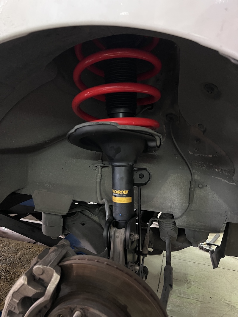 Hyundai H1 | โช้คอัพ Hybrid Set Monroe OE Spectrum + YSS DTG Plus + สปริง YSS | คืนความนุ่มนวล - ยางเจริญรุ่งเรือง จัดชุดอัปเกรด Hybrid Set เพื่อความสมบูรณ์แบบ: คู่หน้า Monroe OE Spectrum: เน้นความ นุ่มนวล สบายสไตล์รถยุโรป ลดแรงสั่นสะเทือนในห้องโดยสาร คู่หลัง YSS DTG Plus (ปรับ 7 ระดับ): โช้คอัพหลังปรับได้ 7 ระดับ เพิ่มความ หนึบแน่น และมั่นคงเมื่อบรรทุกผู้โดยสาร สปริง YSS Performance (หน้า/หลัง): สปริงที่ถูกออกแบบมาเพื่อ บาลานซ์น้ำหนักรถตู้ ช่วยลดอาการโยนตัวได้อย่างมีประสิทธิภาพ สิ่งที่จะได้รับหลังจากเข้ารับบริการ: ความนิ่งและสบาย: รถโคลงเคลงน้อยลง ผู้โดยสารแถวหลังนั่งสบายยิ่งขึ้นอย่างชัดเจน ควบคุมแม่นยำ: การผสานชุดโช้คอัพที่ลงตัว ช่วยให้พวงมาลัยตอบสนองดีขึ้น อะไหล่คุณภาพพรีเมียม: มั่นใจในคุณภาพของแบรนด์ Monroe และ YSS จบครบในที่เดียว: ติดตั้ง Setup และตั้งศูนย์โดยทีมช่างผู้เชี่ยวชาญ เหมาะสำหรับใคร? เจ้าของ H1 ที่เน้นความสบายของผู้โดยสารเป็นหลัก และต้องการความหนึบที่ปรับได้ ผู้ที่ต้องการฟื้นฟูช่วงล่างให้กลับมาสมบูรณ์และมั่นใจในการเดินทางไกล ยกระดับรถตู้ของคุณให้ขับขี่ปลอดภัยและสบายที่สุด! นัดหมายเข้ารับบริการได้เลยครับ สอบถามข้อมูลเพิ่มเติม หรือนัดหมายเข้ารับบริการ ️ : 08-6569-1915 ️ : 08-6544-5963 Line id : @88rw Location : https://goo.gl/maps/HrNUAZXPN94KvxZ98 Facebook : https://www.facebook.com/88rwtire #Hyundai #H1 #รถตู้ #Monroe #YSS #DTGPlus #โช้คอัพ #สปริง #ช่วงล่าง #ยางเจริญรุ่งเรือง #นนทบุรี #งามวงศ์วาน #ตั้งศูนย์ #อะไหล่ช่วงล่าง Tags สำหรับ Content Post: โช้คอัพ, Monroe OE Spectrum, YSS DTG Plus, YSS Spring Performance, Hyundai H1, รถตู้ H1, ช่วงล่างรถยนต์, อัปเกรดช่วงล่าง, ยางเจริญรุ่งเรือง, นนทบุรี, งามวงศ์วาน, ตั้งศูนย์ Hyundai H1 | โช้คอัพ Hybrid Set Monroe OE Spectrum + YSS DTG Plus + สปริง YSS | คืนความนุ่มนวล - ยางเจริญรุ่งเรือง จัดชุดอัปเกรด Hybrid Set เพื่อความสมบูรณ์แบบ: คู่หน้า Monroe OE Spectrum: เน้นความ นุ่มนวล สบายสไตล์รถยุโรป ลดแรงสั่นสะเทือนในห้องโดยสาร คู่หลัง YSS DTG Plus (ปรับ 7 ระดับ): โช้คอัพหลังปรับได้ 7 ระดับ เพิ่มความ หนึบแน่น และมั่นคงเมื่อบรรทุกผู้โดยสาร สปริง YSS Performance (หน้า/หลัง): สปริงที่ถูกออกแบบมาเพื่อ บาลานซ์น้ำหนักรถตู้ ช่วยลดอาการโยนตัวได้อย่างมีประสิทธิภาพ สิ่งที่จะได้รับหลังจากเข้ารับบริการ: ความนิ่งและสบาย: รถโคลงเคลงน้อยลง ผู้โดยสารแถวหลังนั่งสบายยิ่งขึ้นอย่างชัดเจน ควบคุมแม่นยำ: การผสานชุดโช้คอัพที่ลงตัว ช่วยให้พวงมาลัยตอบสนองดีขึ้น อะไหล่คุณภาพพรีเมียม: มั่นใจในคุณภาพของแบรนด์ Monroe และ YSS จบครบในที่เดียว: ติดตั้ง Setup และตั้งศูนย์โดยทีมช่างผู้เชี่ยวชาญ เหมาะสำหรับใคร? เจ้าของ H1 ที่เน้นความสบายของผู้โดยสารเป็นหลัก และต้องการความหนึบที่ปรับได้ ผู้ที่ต้องการฟื้นฟูช่วงล่างให้กลับมาสมบูรณ์และมั่นใจในการเดินทางไกล ยกระดับรถตู้ของคุณให้ขับขี่ปลอดภัยและสบายที่สุด! นัดหมายเข้ารับบริการได้เลยครับ สอบถามข้อมูลเพิ่มเติม หรือนัดหมายเข้ารับบริการ ️ : 08-6569-1915 ️ : 08-6544-5963 Line id : @88rw Location : https://goo.gl/maps/HrNUAZXPN94KvxZ98 Facebook : https://www.facebook.com/88rwtire #Hyundai #H1 #รถตู้ #Monroe #YSS #DTGPlus #โช้คอัพ #สปริง #ช่วงล่าง #ยางเจริญรุ่งเรือง #นนทบุรี #งามวงศ์วาน #ตั้งศูนย์ #อะไหล่ช่วงล่าง Tags สำหรับ Content Post: โช้คอัพ, Monroe OE Spectrum, YSS DTG Plus, YSS Spring Performance, Hyundai H1, รถตู้ H1, ช่วงล่างรถยนต์, อัปเกรดช่วงล่าง, ยางเจริญรุ่งเรือง, นนทบุรี, งามวงศ์วาน, ตั้งศูนย์