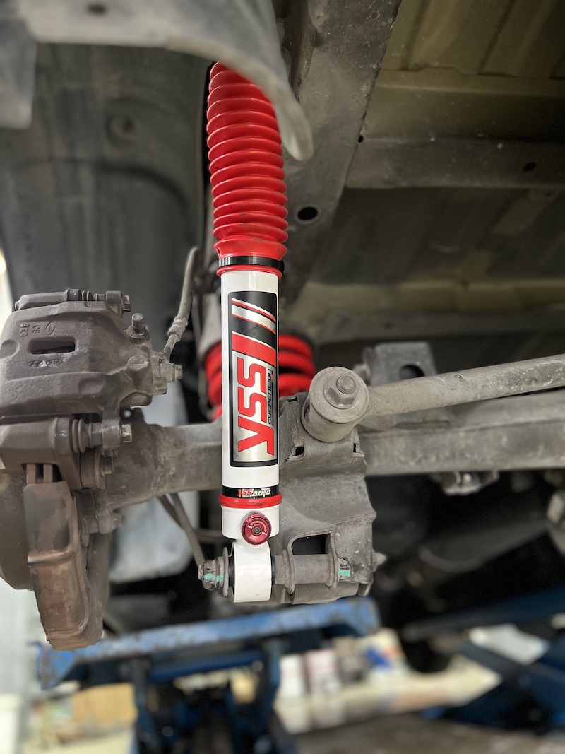 Hyundai H1 | โช้คอัพหลัง YSS DTG Plus + สปริง YSS Performance | แก้รถตู้โคลงเคลง นุ่มหนึบ ปรับ 7 ระดับ - ยางเจริญรุ่งเรือง  ใครใช้ Hyundai H1 แล้วรู้สึกว่ารถตู้โดยสารมีอาการ ท้ายโยน, ย้วยส่าย หรือ โคลงเคลงหนัก เมื่อเข้าโค้ง... ถึงเวลาอัปเกรดชุดใหญ่เพื่อความมั่นคงและความสบายระดับ VIP แล้วครับ!  เราจัดชุดอัปเกรดเพื่อสมรรถนะและความนิ่งสูงสุด!  โช้คอัพ YSS DTG Plus คู่หลัง: โช้คอัพหลังปรับความหนืดได้ 7 ระดับ (6 คลิ๊ก) ช่วยควบคุมอาการโยนตัวของท้ายรถได้อย่างตรงจุด  สปริง YSS Performance (หน้า/หลัง): สปริงที่ออกแบบมาเพื่อ บาลานซ์น้ำหนักรถตู้ โดยเฉพาะ ช่วยให้รถนิ่งและลดอาการโคลงเคลงของตัวรถ  VVSC Technology: โช้คอัพทำงานอัจฉริยะ ให้ความนุ่มนวลเมื่อขับช้า และหนึบแน่นเมื่อใช้ความเร็ว  จบครบในที่เดียว: ติดตั้ง Setup และบริการ ตั้งศูนย์ (Hunter) ที่ร้าน ยางเจริญรุ่งเรือง นนทบุรี  สิ่งที่จะได้รับหลังจากเข้ารับบริการ:  นิ่งสนิท มั่นใจ: รถโคลงเคลงน้อยลงอย่างชัดเจน ผู้โดยสารนั่งสบายยิ่งขึ้น  ควบคุมแม่นยำ: พวงมาลัยตอบสนองดีขึ้น หายขาดจากอาการท้ายโยน  คุ้มค่าทนทาน: อะไหล่คุณภาพสูงที่วางใจได้ในทุกการเดินทาง   ยกระดับรถตู้ของคุณให้ขับขี่ปลอดภัยและสบายที่สุด! นัดหมายเข้ารับบริการได้เลยครับ   สอบถามข้อมูลเพิ่มเติม หรือนัดหมายเข้ารับบริการ ️ : 08-6569-1915 ️ : 08-6544-5963  Line id : @88rw  Location : https://goo.gl/maps/HrNUAZXPN94KvxZ98  Facebook : https://www.facebook.com/88rwtire  #Hyundai #H1 #รถตู้ #YSS #DTGPlus #YSSPerformance #โช้คอัพ #ช่วงล่าง #แก้รถโคลง #ยางเจริญรุ่งเรือง #นนทบุรี #งามวงศ์วาน #ตั้งศูนย์