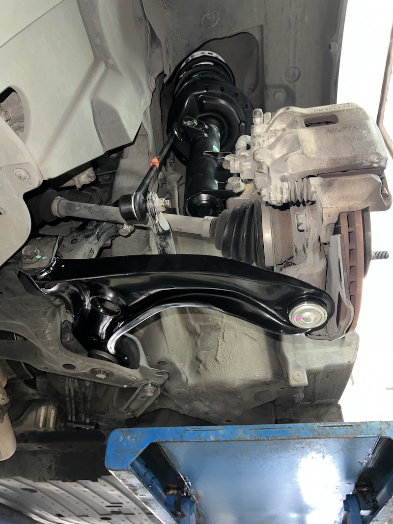 City 2014+ ซ่อมบำรุงชุดใหญ ใช้งานประจำวัน ถึงเวลาจบทุกปัญหาช่วงล่างด้วยชุดอัปเกรดที่ครบถ้วน ใช้งานแบบหวังผล! เราจัดเต็มชุดฟื้นฟูช่วงล่างระดับพรีเมียม! โช้คอัพ Tein EnduraPro Basic: คืนความหนึบแน่นสไตล์ญี่ปุ่น พร้อมเทคโนโลยี H.B.S. ที่ช่วยซับแรงกระแทกจากหลุมบ่อ แร็คพวงมาลัย AARON (ทั้งเส้น): แก้ปัญหาเสียงดังกุกกักและอาการหลวมของพวงมาลัย ให้การบังคับเลี้ยวกลับมาแม่นยำ ปีกนกล่างแท้ + ลูกหมาก 555 ญี่ปุ่น: ใช้ปีกนกล่างแท้ พร้อมอัปเกรดลูกหมากกันโคลงหน้าด้วย ตอง 5 ญี่ปุ่นแท้ เพื่อความทนทานและความแม่นยำขั้นสูงสุด สิ่งที่จะได้รับหลังจากติดตั้ง: พวงมาลัยนิ่งสนิท: หายขาดจากอาการหลวม, เสียงดัง และอาการสั่นสะท้านที่พวงมาลัย ช่วงล่างหนึบ มั่นคง: เข้าโค้งมั่นใจ ไม่โคลงเคลง พร้อมการซับแรงกระแทกที่ดีขึ้น อะไหล่คุณภาพ OEM: มั่นใจในความทนทานและอายุการใช้งานที่ยาวนาน เหมาะสำหรับใคร? เจ้าของ City ที่ต้องการฟื้นฟูช่วงล่างให้กลับมาสมบูรณ์แบบ 100% ผู้ที่ต้องการความปลอดภัยและความมั่นคงในการขับขี่ระยะยาว อย่าปล่อยให้รถที่คุณรักมีปัญหา! แวะมาตรวจเช็กกับผู้เชี่ยวชาญวันนี้ครับ สอบถามข้อมูลเพิ่มเติม หรือนัดหมายเข้ารับบริการ ️ : 08-6569-1915 ️ : 08-6544-5963 Line id : @88rw Location : https://goo.gl/maps/HrNUAZXPN94KvxZ98 Facebook : https://www.facebook.com/88rwtire #Honda #City #Tein #EnduraPro #แร็คพวงมาลัย #ลูกหมาก #555 #ช่วงล่าง #ยางเจริญรุ่งเรือง #นนทบุรี #งามวงศ์วาน City 2014+ ซ่อมบำรุงชุดใหญ ใช้งานประจำวัน ถึงเวลาจบทุกปัญหาช่วงล่างด้วยชุดอัปเกรดที่ครบถ้วน ใช้งานแบบหวังผล! เราจัดเต็มชุดฟื้นฟูช่วงล่างระดับพรีเมียม! โช้คอัพ Tein EnduraPro Basic: คืนความหนึบแน่นสไตล์ญี่ปุ่น พร้อมเทคโนโลยี H.B.S. ที่ช่วยซับแรงกระแทกจากหลุมบ่อ แร็คพวงมาลัย AARON (ทั้งเส้น): แก้ปัญหาเสียงดังกุกกักและอาการหลวมของพวงมาลัย ให้การบังคับเลี้ยวกลับมาแม่นยำ ปีกนกล่างแท้ + ลูกหมาก 555 ญี่ปุ่น: ใช้ปีกนกล่างแท้ พร้อมอัปเกรดลูกหมากกันโคลงหน้าด้วย ตอง 5 ญี่ปุ่นแท้ เพื่อความทนทานและความแม่นยำขั้นสูงสุด สิ่งที่จะได้รับหลังจากติดตั้ง: พวงมาลัยนิ่งสนิท: หายขาดจากอาการหลวม, เสียงดัง และอาการสั่นสะท้านที่พวงมาลัย ช่วงล่างหนึบ มั่นคง: เข้าโค้งมั่นใจ ไม่โคลงเคลง พร้อมการซับแรงกระแทกที่ดีขึ้น อะไหล่คุณภาพ OEM: มั่นใจในความทนทานและอายุการใช้งานที่ยาวนาน เหมาะสำหรับใคร? เจ้าของ City ที่ต้องการฟื้นฟูช่วงล่างให้กลับมาสมบูรณ์แบบ 100% ผู้ที่ต้องการความปลอดภัยและความมั่นคงในการขับขี่ระยะยาว อย่าปล่อยให้รถที่คุณรักมีปัญหา! แวะมาตรวจเช็กกับผู้เชี่ยวชาญวันนี้ครับ สอบถามข้อมูลเพิ่มเติม หรือนัดหมายเข้ารับบริการ ️ : 08-6569-1915 ️ : 08-6544-5963 Line id : @88rw Location : https://goo.gl/maps/HrNUAZXPN94KvxZ98 Facebook : https://www.facebook.com/88rwtire #Honda #City #Tein #EnduraPro #แร็คพวงมาลัย #ลูกหมาก #555 #ช่วงล่าง #ยางเจริญรุ่งเรือง #นนทบุรี #งามวงศ์วาน