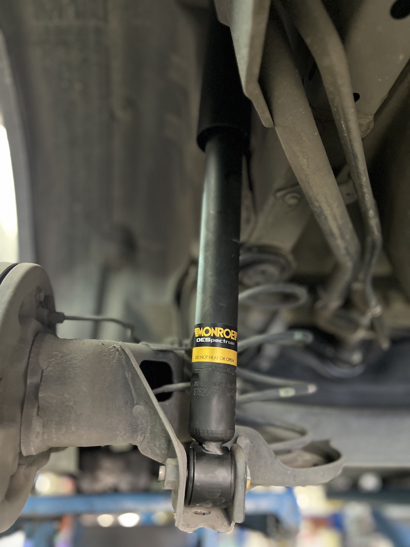 Suzuki Swift 1.2 | โช้คอัพ Monroe OE Spectrum | คืนความนุ่มนวล สบายสไตล์ยุโรป - ยางเจริญรุ่งเรือง นนทบุรี  เราขอแนะนำชุดอัปเกรดที่ครบจบในชุดเดียว! ติดตั้งโช้คอัพ Monroe OE Spectrum พร้อมอะไหล่ส่วนควบใหม่ทั้งหมด  สิ่งที่จะได้รับหลังจากติดตั้ง:  ฟีลลิ่งแบบรถยุโรป: โช้คอัพ Monroe OE Spectrum ให้ความ นุ่มนวล และยืดหยุ่นสูง ขับสบายในทุกสภาพถนน  ไร้กังวลเรื่องเสียง: เทคโนโลยี ICV ช่วยลดแรงสั่นสะเทือนและเสียงรบกวนในห้องโดยสาร ทำให้การขับขี่เงียบขึ้น  ทนทานกว่าเดิม: ผลิตด้วยวัสดุคุณภาพสูง ทนทานต่อการใช้งาน และยืดอายุการใช้งานของช่วงล่าง  ความมั่นคงที่เพิ่มขึ้น: รถทรงตัวได้นิ่งขึ้น ลดอาการโคลงเคลง เข้าโค้งมั่นใจ  เหมาะสำหรับใคร?  เจ้าของ Suzuki Swift ที่ต้องการความสบายในการขับขี่ประจำวัน  ผู้ที่ต้องการอัปเกรดช่วงล่างให้มีความมั่นคง ปลอดภัย และนุ่มนวลยิ่งขึ้น   สำหรับเจ้าของ Swift ที่อยากได้ฟีลลิ่งขับขี่ที่สบายขึ้น แต่มั่นใจกว่าเดิม Monroe OE Spectrum คือคำตอบ!   สอบถามข้อมูลเพิ่มเติม หรือนัดหมายเข้ารับบริการ ️ : 08-6569-1915 ️ : 08-6544-5963  Line id : @88rw  Location : https://goo.gl/maps/HrNUAZXPN94KvxZ98  Facebook : https://www.facebook.com/88rwtire  #Suzuki #Swift #Swift12 #Monroe #OESpectrum #โช้คอัพ #ช่วงล่าง #ยางเจริญรุ่งเรือง #นนทบุรี #งามวงศ์วาน #ตั้งศูนย์ #อะไหล่ช่วงล่าง