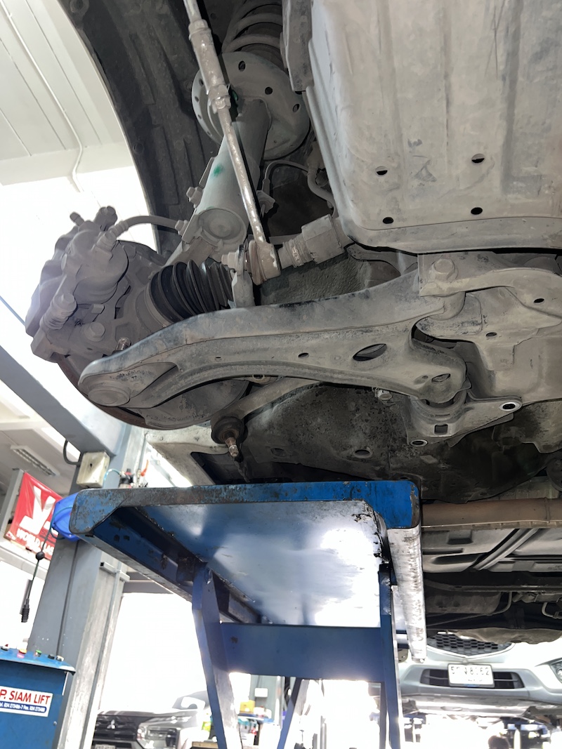 Honda Jazz GE | ซ่อมแร็คพวงมาลัย + เปลี่ยนปีกนกล่างแท้/ลูกหมาก 555 | คืนความแม่นยำ - ยางเจริญรุ่งเรือง นนทบุรี Jazz GE คันนี้...จบครบทุกปัญหาพวงมาลัยและช่วงล่าง! ใครใช้ Honda Jazz GE แล้วเจอปัญหาหนัก ทั้งอาการ พวงมาลัยหลวม, มีเสียงดัง กุกกัก เวลาเลี้ยว หรือ ท้ายรถดีด... ถึงเวลาฟื้นฟูระบบบังคับเลี้ยวและช่วงล่างให้กลับมานิ่งและแม่นยำเหมือนรถใหม่แล้วครับ! เราจัดเต็มชุดฟื้นฟูช่วงล่างและระบบบังคับเลี้ยวระดับพรีเมียม! ซ่อมแร็คพวงมาลัย: แก้ปัญหาอาการหลวม/เสียงดังที่แร็ค ให้พวงมาลัยกลับมาคมชัด นิ่งสนิท ปีกนกล่างแท้: เปลี่ยนเพื่อคืนความแม่นยำและความสมบูรณ์แบบของช่วงล่าง ลูกหมากชุดใหญ่ (ตอง 5 ญี่ปุ่นแท้): เปลี่ยนทั้ง ลูกหมากแร็ค และลูกหมากคันชัก ที่ "แน่น เหนียว ทนทาน" คืนความมั่นใจในการควบคุม บู้ชคานหลัง: เปลี่ยนใหม่เพื่อ แก้ปัญหาท้ายดีด และลดความกระด้างจากด้านหลัง สิ่งที่จะได้รับหลังจากเข้ารับบริการ: พวงมาลัยนิ่งสนิท: หายขาดจากอาการหลวม/เสียงดัง ทำให้การควบคุมรถแม่นยำกว่าเดิม ช่วงล่างแน่น มั่นคง: ท้ายรถไม่ดีด ไม่โคลงเคลง ขับขี่ได้อย่างมั่นใจ อะไหล่คุณภาพพรีเมียม: ใช้ปีกนกล่างแท้เบิกศูนย์ และลูกหมากญี่ปุ่นแท้ (ตอง 5) ที่วางใจได้ จบครบในที่เดียว: ติดตั้ง Setup และตั้งศูนย์โดยทีมช่างผู้เชี่ยวชาญ เหมาะสำหรับใคร? เจ้าของ Jazz GE ที่ต้องการฟื้นฟูระบบบังคับเลี้ยวและช่วงล่างให้สมบูรณ์แบบ ผู้ที่ต้องการความปลอดภัยสูงสุดและฟีลลิ่งการขับขี่ที่แม่นยำในระยะยาว อย่าปล่อยให้พวงมาลัยมีปัญหา! แวะมาตรวจเช็กกับผู้เชี่ยวชาญวันนี้ครับ สอบถามข้อมูลเพิ่มเติม หรือนัดหมายเข้ารับบริการ ️ : 08-6569-1915 ️ : 08-6544-5963 Line id : @88rw Location : https://goo.gl/maps/HrNUAZXPN94KvxZ98 Facebook : https://www.facebook.com/88rwtire #Honda #Jazz #JazzGE #ลูกหมาก555 #ซ่อมแร็ค #ปีกนกล่าง #บู้ชคานหลัง #ช่วงล่าง #ยางเจริญรุ่งเรือง #นนทบุรี #งามวงศ์วาน #ตั้งศูนย์ #อะไหล่ช่วงล่าง Honda Jazz GE | ซ่อมแร็คพวงมาลัย + เปลี่ยนปีกนกล่างแท้/ลูกหมาก 555 | คืนความแม่นยำ - ยางเจริญรุ่งเรือง นนทบุรี Jazz GE คันนี้...จบครบทุกปัญหาพวงมาลัยและช่วงล่าง! ใครใช้ Honda Jazz GE แล้วเจอปัญหาหนัก ทั้งอาการ พวงมาลัยหลวม, มีเสียงดัง กุกกัก เวลาเลี้ยว หรือ ท้ายรถดีด... ถึงเวลาฟื้นฟูระบบบังคับเลี้ยวและช่วงล่างให้กลับมานิ่งและแม่นยำเหมือนรถใหม่แล้วครับ! เราจัดเต็มชุดฟื้นฟูช่วงล่างและระบบบังคับเลี้ยวระดับพรีเมียม! ซ่อมแร็คพวงมาลัย: แก้ปัญหาอาการหลวม/เสียงดังที่แร็ค ให้พวงมาลัยกลับมาคมชัด นิ่งสนิท ปีกนกล่างแท้: เปลี่ยนเพื่อคืนความแม่นยำและความสมบูรณ์แบบของช่วงล่าง ลูกหมากชุดใหญ่ (ตอง 5 ญี่ปุ่นแท้): เปลี่ยนทั้ง ลูกหมากแร็ค และลูกหมากคันชัก ที่ "แน่น เหนียว ทนทาน" คืนความมั่นใจในการควบคุม บู้ชคานหลัง: เปลี่ยนใหม่เพื่อ แก้ปัญหาท้ายดีด และลดความกระด้างจากด้านหลัง สิ่งที่จะได้รับหลังจากเข้ารับบริการ: พวงมาลัยนิ่งสนิท: หายขาดจากอาการหลวม/เสียงดัง ทำให้การควบคุมรถแม่นยำกว่าเดิม ช่วงล่างแน่น มั่นคง: ท้ายรถไม่ดีด ไม่โคลงเคลง ขับขี่ได้อย่างมั่นใจ อะไหล่คุณภาพพรีเมียม: ใช้ปีกนกล่างแท้เบิกศูนย์ และลูกหมากญี่ปุ่นแท้ (ตอง 5) ที่วางใจได้ จบครบในที่เดียว: ติดตั้ง Setup และตั้งศูนย์โดยทีมช่างผู้เชี่ยวชาญ เหมาะสำหรับใคร? เจ้าของ Jazz GE ที่ต้องการฟื้นฟูระบบบังคับเลี้ยวและช่วงล่างให้สมบูรณ์แบบ ผู้ที่ต้องการความปลอดภัยสูงสุดและฟีลลิ่งการขับขี่ที่แม่นยำในระยะยาว อย่าปล่อยให้พวงมาลัยมีปัญหา! แวะมาตรวจเช็กกับผู้เชี่ยวชาญวันนี้ครับ สอบถามข้อมูลเพิ่มเติม หรือนัดหมายเข้ารับบริการ ️ : 08-6569-1915 ️ : 08-6544-5963 Line id : @88rw Location : https://goo.gl/maps/HrNUAZXPN94KvxZ98 Facebook : https://www.facebook.com/88rwtire #Honda #Jazz #JazzGE #ลูกหมาก555 #ซ่อมแร็ค #ปีกนกล่าง #บู้ชคานหลัง #ช่วงล่าง #ยางเจริญรุ่งเรือง #นนทบุรี #งามวงศ์วาน #ตั้งศูนย์ #อะไหล่ช่วงล่าง