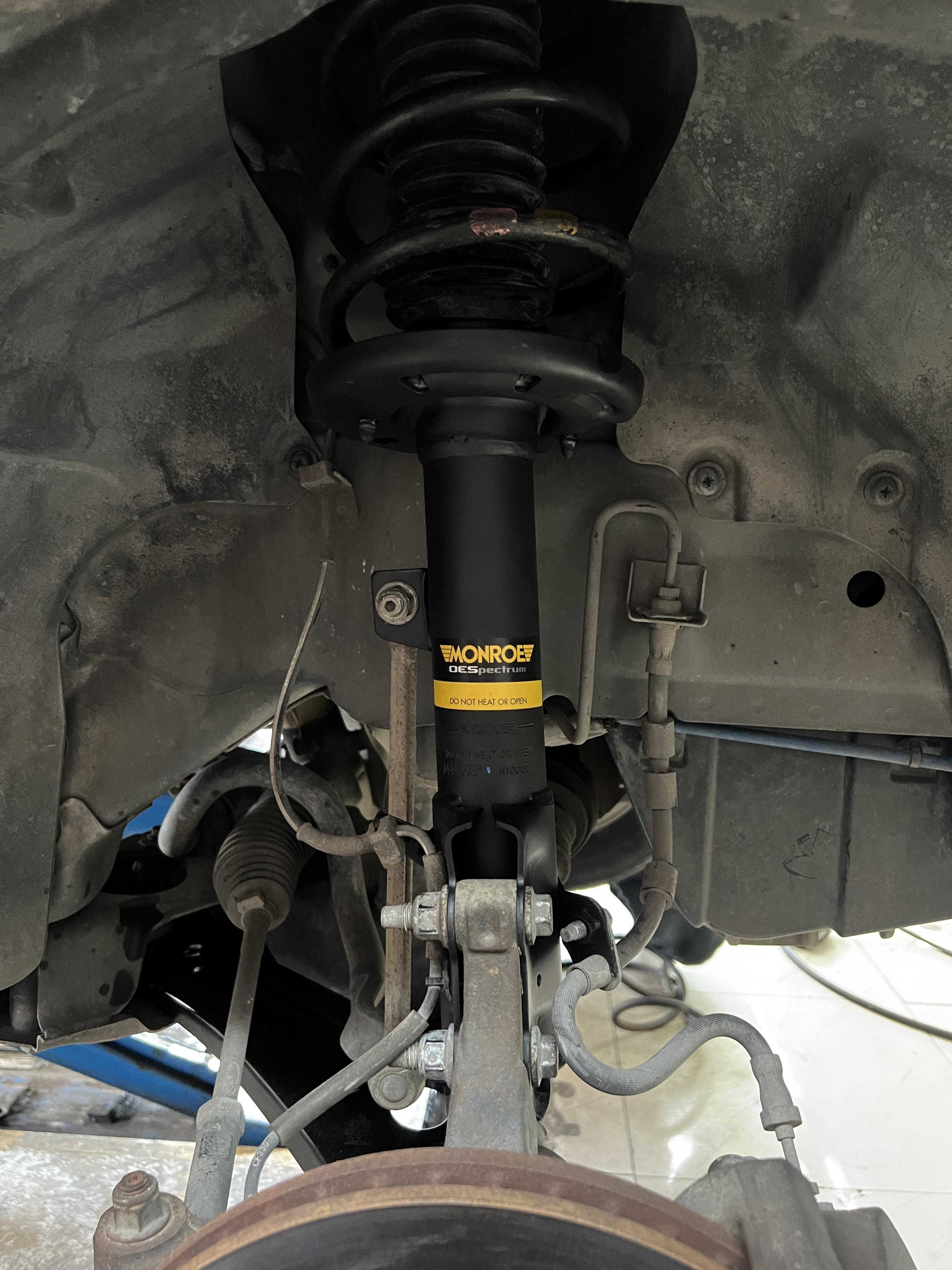 Ford EcoSport | โช้คอัพ Monroe OE Spectrum + ยาง Nexen SU4 | คืนความนุ่มนวล มั่นใจยกชุด - ยางเจริญรุ่งเรือง นนทบุรี Ford EcoSport คันนี้...อัปเกรดความสบายและความปลอดภัยยกชุด! ใครใช้ Ford EcoSport แล้วรู้สึกว่าช่วงล่างเริ่มกระด้าง โยนตัว หรือถึงเวลาเปลี่ยนยางชุดใหม่แล้ว... เราจัดชุดอัปเกรดที่สมบูรณ์แบบเพื่อคืนความนุ่มนวลและมั่นใจให้รถคุณแล้วครับ! งานนี้ครบจบในที่เดียว! โช้คอัพ Monroe OE Spectrum: คืนความ นุ่มนวล สบายสไตล์รถยุโรป ด้วยเทคโนโลยี ICV ช่วยลดเสียงรบกวนและแรงสั่นสะเทือน ยาง Nexen NFERA SU4 (215/60R16): ยางสมรรถนะสูงที่เน้นความ เงียบ และ ยึดเกาะถนน ได้ดีเยี่ยม ทั้งบนถนนแห้งและเปียก บริการครบวงจร: ติดตั้งโช้คอัพ พร้อมเปลี่ยนยาง ตั้งศูนย์ถ่วงล้อ ครบทุกขั้นตอนโดยทีมช่างผู้เชี่ยวชาญ สิ่งที่จะได้รับหลังจากติดตั้ง: ความนุ่มนวลสูงสุด: ฟีลลิ่งการขับขี่ที่สบายขึ้นอย่างเห็นได้ชัด การควบคุมที่มั่นคง: รถเกาะถนนได้ดีขึ้น ไม่โคลงเคลง เข้าโค้งมั่นใจ ความปลอดภัยเต็มพิกัด: ยางและโช้คอัพใหม่ทำงานร่วมกันอย่างสมบูรณ์แบบ ถึงเวลาคืนความนิ่งและความสบายให้ EcoSport ของคุณแล้ว! สอบถามข้อมูลเพิ่มเติม หรือนัดหมายเข้ารับบริการ ️ : 08-6569-1915 ️ : 08-6544-5963 Line id : @88rw Location : https://goo.gl/maps/HrNUAZXPN94KvxZ98 Facebook : https://www.facebook.com/88rwtire #Ford #EcoSport #Monroe #OESpectrum #Nexen #NFERASU4 #ยางรถยนต์ #โช้คอัพ #ช่วงล่าง #ยางเจริญรุ่งเรือง #นนทบุรี #งามวงศ์วาน #ตั้งศูนย์ Ford EcoSport | โช้คอัพ Monroe OE Spectrum + ยาง Nexen SU4 | คืนความนุ่มนวล มั่นใจยกชุด - ยางเจริญรุ่งเรือง นนทบุรี Ford EcoSport คันนี้...อัปเกรดความสบายและความปลอดภัยยกชุด! ใครใช้ Ford EcoSport แล้วรู้สึกว่าช่วงล่างเริ่มกระด้าง โยนตัว หรือถึงเวลาเปลี่ยนยางชุดใหม่แล้ว... เราจัดชุดอัปเกรดที่สมบูรณ์แบบเพื่อคืนความนุ่มนวลและมั่นใจให้รถคุณแล้วครับ! งานนี้ครบจบในที่เดียว! โช้คอัพ Monroe OE Spectrum: คืนความ นุ่มนวล สบายสไตล์รถยุโรป ด้วยเทคโนโลยี ICV ช่วยลดเสียงรบกวนและแรงสั่นสะเทือน ยาง Nexen NFERA SU4 (215/60R16): ยางสมรรถนะสูงที่เน้นความ เงียบ และ ยึดเกาะถนน ได้ดีเยี่ยม ทั้งบนถนนแห้งและเปียก บริการครบวงจร: ติดตั้งโช้คอัพ พร้อมเปลี่ยนยาง ตั้งศูนย์ถ่วงล้อ ครบทุกขั้นตอนโดยทีมช่างผู้เชี่ยวชาญ สิ่งที่จะได้รับหลังจากติดตั้ง: ความนุ่มนวลสูงสุด: ฟีลลิ่งการขับขี่ที่สบายขึ้นอย่างเห็นได้ชัด การควบคุมที่มั่นคง: รถเกาะถนนได้ดีขึ้น ไม่โคลงเคลง เข้าโค้งมั่นใจ ความปลอดภัยเต็มพิกัด: ยางและโช้คอัพใหม่ทำงานร่วมกันอย่างสมบูรณ์แบบ ถึงเวลาคืนความนิ่งและความสบายให้ EcoSport ของคุณแล้ว! สอบถามข้อมูลเพิ่มเติม หรือนัดหมายเข้ารับบริการ ️ : 08-6569-1915 ️ : 08-6544-5963 Line id : @88rw Location : https://goo.gl/maps/HrNUAZXPN94KvxZ98 Facebook : https://www.facebook.com/88rwtire #Ford #EcoSport #Monroe #OESpectrum #Nexen #NFERASU4 #ยางรถยนต์ #โช้คอัพ #ช่วงล่าง #ยางเจริญรุ่งเรือง #นนทบุรี #งามวงศ์วาน #ตั้งศูนย์