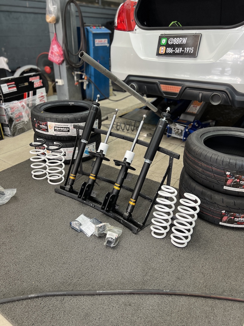 Suzuki Swift 1.2 | โช้ค Monroe OE Spectrum + สปริง YSS Comfort + ยาง Potenza RE005 | จบปัญหาสั่น/ดีด - ยางเจริญรุ่งเรือง นนทบุรี  ใครใช้ Suzuki Swift 1.2 (ปี 2014) แล้วเจอปัญหาครบวงจร ทั้งช่วงล่าง แข็ง/ดีด, รถสั่น เวลาออกตัว, และถึงเวลาเปลี่ยนยางชุดใหม่... เราจัดเต็มชุดฟื้นฟู Performance และ Comfort ให้กลับมาสมบูรณ์แบบแล้วครับ!  เราจัดชุดใหญ่! ฟื้นฟูสมรรถนะและความสบายแบบครบวงจร!  โช้คอัพ Monroe OE Spectrum + สปริง YSS Comfort: ชุด Comfort Hybrid ที่ให้ความ นุ่มนวลสูง ลดอาการดีดของรถเล็กได้อย่างชัดเจน  ยางรองแท่นเครื่องแท้ 3 จุด: แก้ปัญหาอาการ สั่น ของเครื่องยนต์ ให้รถกลับมานิ่งสนิท  ยาง Bridgestone Potenza RE005 (195/55R15): ยางสมรรถนะสูงที่เน้นการ ยึดเกาะถนน และ ความแม่นยำในการขับขี่  จบครบทุกขั้นตอน: ติดตั้งอะไหล่และยางใหม่ทั้งหมด พร้อมบริการ ตั้งศูนย์ (Hunter) ที่แม่นยำ  สิ่งที่จะได้รับหลังจากเข้ารับบริการ:  รถนิ่งสนิท: หายขาดจากอาการสั่นของเครื่องยนต์  ขับสบาย มั่นใจ: ช่วงล่างนุ่มขึ้น แต่เกาะถนนด้วยยาง Potenza ที่ยอดเยี่ยม  ความปลอดภัยเต็มพิกัด: ทุกชิ้นส่วนทำงานสมบูรณ์แบบ 100%   อย่าทนกับอาการสั่น! แวะมาให้เราตรวจเช็กและอัปเกรดความมั่นใจวันนี้ครับ   สอบถามข้อมูลเพิ่มเติม หรือนัดหมายเข้ารับบริการ ️ : 08-6569-1915 ️ : 08-6544-5963  Line id : @88rw  Location : https://goo.gl/maps/HrNUAZXPN94KvxZ98  Facebook : https://www.facebook.com/88rwtire  #Suzuki #Swift #Monroe #YSS #Bridgestone #Potenza #ยางรองแท่นเครื่อง #ช่วงล่าง #โช้คอัพ #ยางเจริญรุ่งเรือง #นนทบุรี #งามวงศ์วาน #ตั้งศูนย์ #ร้านซ่อมช่วงล่างดีๆใกล้ฉัน