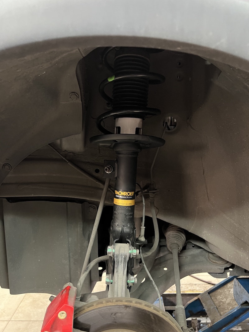 Suzuki Swift 1.2 | โช้คอัพ Monroe OE Spectrum | คืนความนุ่มนวล สบายสไตล์ยุโรป - ยางเจริญรุ่งเรือง นนทบุรี  เราขอแนะนำชุดอัปเกรดที่ครบจบในชุดเดียว! ติดตั้งโช้คอัพ Monroe OE Spectrum พร้อมอะไหล่ส่วนควบใหม่ทั้งหมด  สิ่งที่จะได้รับหลังจากติดตั้ง:  ฟีลลิ่งแบบรถยุโรป: โช้คอัพ Monroe OE Spectrum ให้ความ นุ่มนวล และยืดหยุ่นสูง ขับสบายในทุกสภาพถนน  ไร้กังวลเรื่องเสียง: เทคโนโลยี ICV ช่วยลดแรงสั่นสะเทือนและเสียงรบกวนในห้องโดยสาร ทำให้การขับขี่เงียบขึ้น  ทนทานกว่าเดิม: ผลิตด้วยวัสดุคุณภาพสูง ทนทานต่อการใช้งาน และยืดอายุการใช้งานของช่วงล่าง  ความมั่นคงที่เพิ่มขึ้น: รถทรงตัวได้นิ่งขึ้น ลดอาการโคลงเคลง เข้าโค้งมั่นใจ  เหมาะสำหรับใคร?  เจ้าของ Suzuki Swift ที่ต้องการความสบายในการขับขี่ประจำวัน  ผู้ที่ต้องการอัปเกรดช่วงล่างให้มีความมั่นคง ปลอดภัย และนุ่มนวลยิ่งขึ้น   สำหรับเจ้าของ Swift ที่อยากได้ฟีลลิ่งขับขี่ที่สบายขึ้น แต่มั่นใจกว่าเดิม Monroe OE Spectrum คือคำตอบ!   สอบถามข้อมูลเพิ่มเติม หรือนัดหมายเข้ารับบริการ ️ : 08-6569-1915 ️ : 08-6544-5963  Line id : @88rw  Location : https://goo.gl/maps/HrNUAZXPN94KvxZ98  Facebook : https://www.facebook.com/88rwtire  #Suzuki #Swift #Swift12 #Monroe #OESpectrum #โช้คอัพ #ช่วงล่าง #ยางเจริญรุ่งเรือง #นนทบุรี #งามวงศ์วาน #ตั้งศูนย์ #อะไหล่ช่วงล่าง