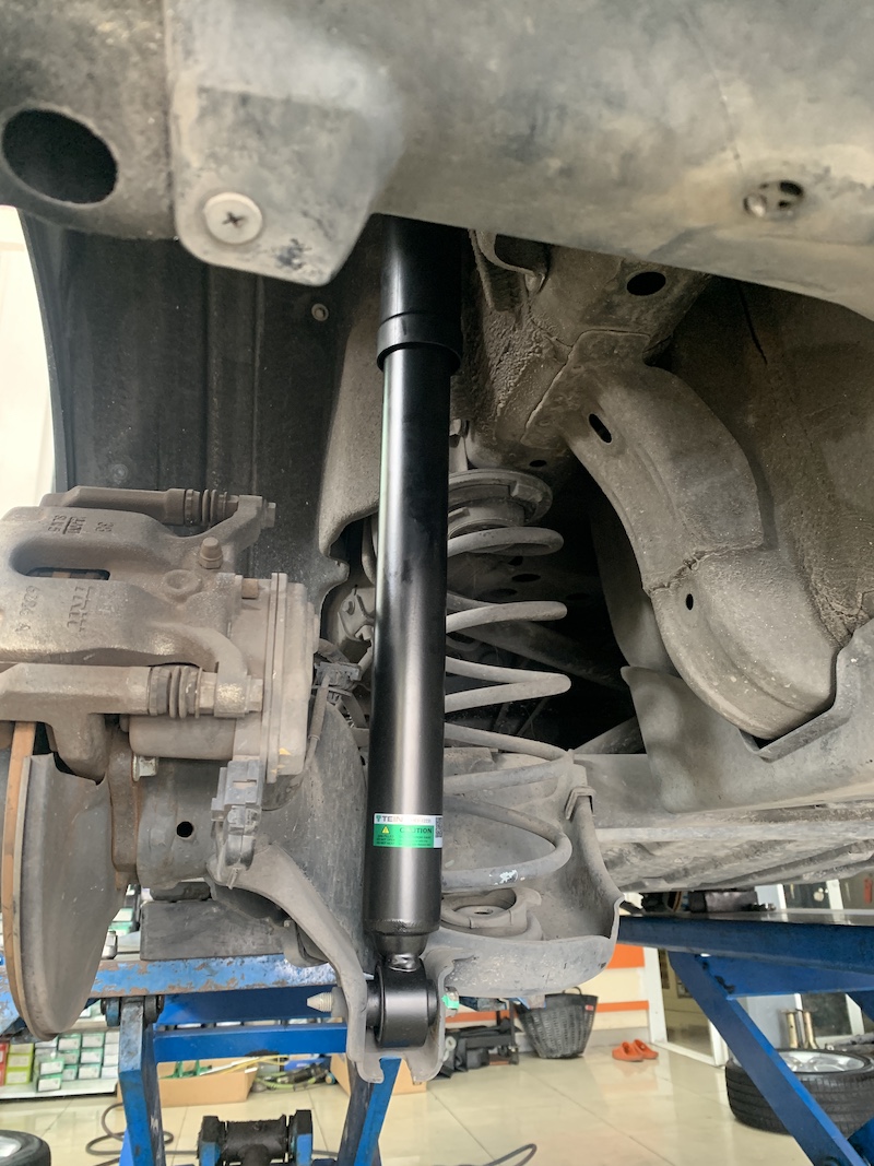 Honda HR-V เปลี่ยนโช้คอัพทั้งคัน พร้อมยางรถยนต์ ใช้งานประจำวันฟ ใครใช้ Honda HR-V แล้วรู้สึกว่าช่วงล่างเริ่มแข็งกระด้าง ย้วย และถึงเวลาเปลี่ยนยางชุดใหม่แล้ว... เราจัดชุดอัปเกรด Performance & Comfort ที่สมบูรณ์แบบที่สุดในราคาคุ้มค่า! งานนี้ครบจบในที่เดียว! โช้คอัพ Tein EnduraPro Basic: คืนความ หนึบแน่น สไตล์ญี่ปุ่น ด้วยเทคโนโลยี H.B.S. ที่ช่วยซับแรงกระแทกจากหลุมบ่อ ลดอาการกระดอน ยาง Pirelli Cinturato Rosso (215/55R17): ยางสมรรถนะสูงที่เน้นความ แม่นยำในการควบคุม เกาะถนนได้ดีเยี่ยมบนถนนแห้งและเปียก (พร้อมประกันยาง 1 ปี หรือ 25,000 กม.) จบครบทุกขั้นตอน: ติดตั้งโช้คอัพพร้อมอะไหล่ส่วนควบใหม่ทั้งหมด, เปลี่ยนยาง และ ตั้งศูนย์ถ่วงล้อ โดยทีมช่างผู้เชี่ยวชาญ สิ่งที่จะได้รับหลังจากติดตั้ง: ความปลอดภัยเต็มพิกัด: ยางและโช้คอัพใหม่ทำงานร่วมกันอย่างสมบูรณ์ การควบคุมที่มั่นคง: รถเกาะถนนได้ดีขึ้น เข้าโค้งมั่นใจ ไม่โคลงเคลง ความทนทานสูง: มั่นใจในคุณภาพอะไหล่พรีเมียมจากญี่ปุ่นและยางยุโรป ถึงเวลาคืนความนิ่งและความมั่นใจให้ HR-V ของคุณแล้ว! สอบถามข้อมูลเพิ่มเติม หรือนัดหมายเข้ารับบริการ ️ : 08-6569-1915 ️ : 08-6544-5963 Line id : @88rw Location : https://goo.gl/maps/HrNUAZXPN94KvxZ98 Facebook : https://www.facebook.com/88rwtire #Honda #HRV #Tein #EnduraPro #Pirelli #CinturatoRosso #ยางรถยนต์ #โช้คอัพ #ช่วงล่าง #ยางเจริญรุ่งเรือง #นนทบุรี #งามวงศ์วาน Honda HR-V เปลี่ยนโช้คอัพทั้งคัน พร้อมยางรถยนต์ ใช้งานประจำวันฟ ใครใช้ Honda HR-V แล้วรู้สึกว่าช่วงล่างเริ่มแข็งกระด้าง ย้วย และถึงเวลาเปลี่ยนยางชุดใหม่แล้ว... เราจัดชุดอัปเกรด Performance & Comfort ที่สมบูรณ์แบบที่สุดในราคาคุ้มค่า! งานนี้ครบจบในที่เดียว! โช้คอัพ Tein EnduraPro Basic: คืนความ หนึบแน่น สไตล์ญี่ปุ่น ด้วยเทคโนโลยี H.B.S. ที่ช่วยซับแรงกระแทกจากหลุมบ่อ ลดอาการกระดอน ยาง Pirelli Cinturato Rosso (215/55R17): ยางสมรรถนะสูงที่เน้นความ แม่นยำในการควบคุม เกาะถนนได้ดีเยี่ยมบนถนนแห้งและเปียก (พร้อมประกันยาง 1 ปี หรือ 25,000 กม.) จบครบทุกขั้นตอน: ติดตั้งโช้คอัพพร้อมอะไหล่ส่วนควบใหม่ทั้งหมด, เปลี่ยนยาง และ ตั้งศูนย์ถ่วงล้อ โดยทีมช่างผู้เชี่ยวชาญ สิ่งที่จะได้รับหลังจากติดตั้ง: ความปลอดภัยเต็มพิกัด: ยางและโช้คอัพใหม่ทำงานร่วมกันอย่างสมบูรณ์ การควบคุมที่มั่นคง: รถเกาะถนนได้ดีขึ้น เข้าโค้งมั่นใจ ไม่โคลงเคลง ความทนทานสูง: มั่นใจในคุณภาพอะไหล่พรีเมียมจากญี่ปุ่นและยางยุโรป ถึงเวลาคืนความนิ่งและความมั่นใจให้ HR-V ของคุณแล้ว! สอบถามข้อมูลเพิ่มเติม หรือนัดหมายเข้ารับบริการ ️ : 08-6569-1915 ️ : 08-6544-5963 Line id : @88rw Location : https://goo.gl/maps/HrNUAZXPN94KvxZ98 Facebook : https://www.facebook.com/88rwtire #Honda #HRV #Tein #EnduraPro #Pirelli #CinturatoRosso #ยางรถยนต์ #โช้คอัพ #ช่วงล่าง #ยางเจริญรุ่งเรือง #นนทบุรี #งามวงศ์วาน