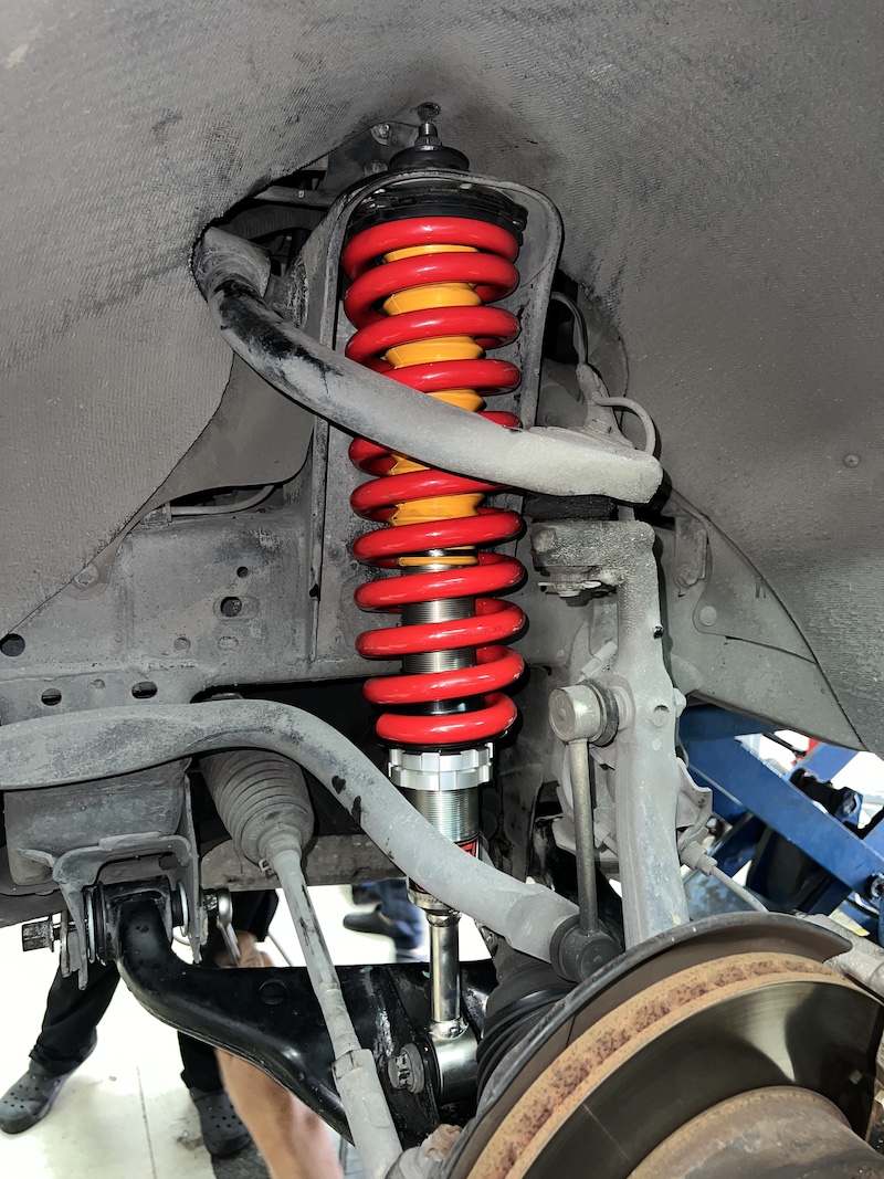 Toyota Fortuner 2005 | โช้ค YSS E-Series + สปริง YSS Performance | แก้ปัญหากระแทกท้ายรถ - ยางเจริญรุ่งเรือง Fortuner 2005 คันนี้...จบปัญหา "ท้ายกระแทก" เวลานั่งเต็มคัน! ใครใช้ Toyota Fortuner (Gen 1) แล้วเจอปัญหาใหญ่เวลาเดินทางกับครอบครัว คือ "ท้ายกระแทก" หรือ "ช่วงล่างทรุด" เมื่อมีผู้โดยสารด้านหลัง... ถึงเวลาอัปเกรดชุดใหญ่ที่แก้ปัญหาได้ตรงจุดแล้วครับ! เราจัดชุดอัปเกรดสมรรถนะ พร้อมแก้ไขปัญหาความแข็งแรงของช่วงล่าง: โช้คอัพ YSS E-Series: โช้คอัพ Monotube คุณภาพสูง คืนความหนึบแน่น และลดอาการโคลงเคลง สปริง YSS Performance (ความสูงเดิม): สปริงที่ออกแบบมาเพื่อ รองรับน้ำหนักและบาลานซ์รถ PPV โดยเฉพาะ ช่วยให้รถไม่ทรุด/ไม่กระแทกง่ายเมื่อบรรทุกเต็มคัน เปลี่ยน บู้ชปีกนกล่าง และ ลูกหมากปีกนกล่างใหม่: คืนความแม่นยำและความแข็งแรงของจุดยึดช่วงล่าง สิ่งที่จะได้รับหลังจากเข้ารับบริการ: หายขาดจากอาการท้ายกระแทก: รถทรงตัวได้ดีเยี่ยมแม้มีผู้โดยสารเต็มคัน หนึบ นิ่ง ขับสบาย: ได้ฟีลลิ่งการขับขี่ที่มั่นคงปลอดภัยกว่าโช้คเดิมที่เสื่อมสภาพ ความทนทานสูงสุด: ชิ้นส่วนช่วงล่างใหม่ทำงานร่วมกับโช้คอัพและสปริง Performance อย่างสมบูรณ์แบบ จบครบในที่เดียว: ติดตั้ง Setup และตั้งศูนย์โดยทีมช่างผู้เชี่ยวชาญ อย่าปล่อยให้ผู้โดยสารบ่น! อัปเกรดช่วงล่างที่แก้ปัญหาได้จริงกับเราวันนี้ครับ สอบถามข้อมูลเพิ่มเติม หรือนัดหมายเข้ารับบริการ ️ : 08-6569-1915 ️ : 08-6544-5963 Line id : @88rw Location : https://goo.gl/maps/HrNUAZXPN94KvxZ98 Facebook : https://www.facebook.com/88rwtire #Toyota #Fortuner #Fortuner2005 #YSS #ESeries #YSSPerformance #แก้ท้ายกระแทก #โช้คอัพ #ช่วงล่าง #ยางเจริญรุ่งเรือง #นนทบุรี #งามวงศ์วาน #ตั้งศูนย์ Toyota Fortuner 2005 | โช้ค YSS E-Series + สปริง YSS Performance | แก้ปัญหากระแทกท้ายรถ - ยางเจริญรุ่งเรือง Fortuner 2005 คันนี้...จบปัญหา "ท้ายกระแทก" เวลานั่งเต็มคัน! ใครใช้ Toyota Fortuner (Gen 1) แล้วเจอปัญหาใหญ่เวลาเดินทางกับครอบครัว คือ "ท้ายกระแทก" หรือ "ช่วงล่างทรุด" เมื่อมีผู้โดยสารด้านหลัง... ถึงเวลาอัปเกรดชุดใหญ่ที่แก้ปัญหาได้ตรงจุดแล้วครับ! เราจัดชุดอัปเกรดสมรรถนะ พร้อมแก้ไขปัญหาความแข็งแรงของช่วงล่าง: โช้คอัพ YSS E-Series: โช้คอัพ Monotube คุณภาพสูง คืนความหนึบแน่น และลดอาการโคลงเคลง สปริง YSS Performance (ความสูงเดิม): สปริงที่ออกแบบมาเพื่อ รองรับน้ำหนักและบาลานซ์รถ PPV โดยเฉพาะ ช่วยให้รถไม่ทรุด/ไม่กระแทกง่ายเมื่อบรรทุกเต็มคัน เปลี่ยน บู้ชปีกนกล่าง และ ลูกหมากปีกนกล่างใหม่: คืนความแม่นยำและความแข็งแรงของจุดยึดช่วงล่าง สิ่งที่จะได้รับหลังจากเข้ารับบริการ: หายขาดจากอาการท้ายกระแทก: รถทรงตัวได้ดีเยี่ยมแม้มีผู้โดยสารเต็มคัน หนึบ นิ่ง ขับสบาย: ได้ฟีลลิ่งการขับขี่ที่มั่นคงปลอดภัยกว่าโช้คเดิมที่เสื่อมสภาพ ความทนทานสูงสุด: ชิ้นส่วนช่วงล่างใหม่ทำงานร่วมกับโช้คอัพและสปริง Performance อย่างสมบูรณ์แบบ จบครบในที่เดียว: ติดตั้ง Setup และตั้งศูนย์โดยทีมช่างผู้เชี่ยวชาญ อย่าปล่อยให้ผู้โดยสารบ่น! อัปเกรดช่วงล่างที่แก้ปัญหาได้จริงกับเราวันนี้ครับ สอบถามข้อมูลเพิ่มเติม หรือนัดหมายเข้ารับบริการ ️ : 08-6569-1915 ️ : 08-6544-5963 Line id : @88rw Location : https://goo.gl/maps/HrNUAZXPN94KvxZ98 Facebook : https://www.facebook.com/88rwtire #Toyota #Fortuner #Fortuner2005 #YSS #ESeries #YSSPerformance #แก้ท้ายกระแทก #โช้คอัพ #ช่วงล่าง #ยางเจริญรุ่งเรือง #นนทบุรี #งามวงศ์วาน #ตั้งศูนย์