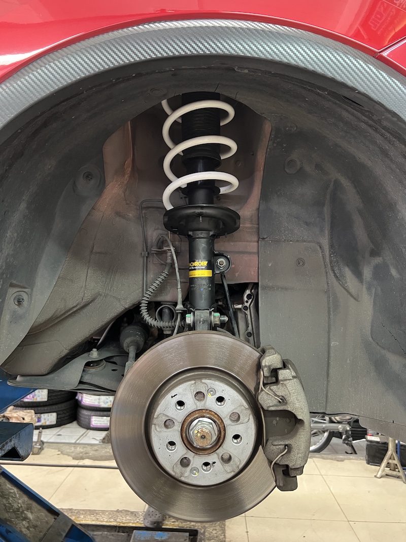 MG ZS | โช้คอัพ Monroe OE Spectrum + สปริง YSS Comfort | อัปเกรดความนุ่มสบาย ลดอาการดีด - ยางเจริญรุ่งเรือง MG ZS คันนี้...จบปัญหารถกระด้าง! อัปเกรดสู่ความนุ่มสบายขั้นสุด! ใครใช้ MG ZS แล้วรู้สึกว่าช่วงล่างยัง แข็งกระด้าง, ดีด หรือต้องการความนุ่มนวลที่มากกว่าเดิม... ถึงเวลาเปลี่ยนชุดอัปเกรดที่มอบความสบายสไตล์รถยุโรปแล้วครับ! เราจัดชุดอัปเกรดที่สมบูรณ์แบบเพื่อความสบายสูงสุด! โช้คอัพ Monroe OE Spectrum: คืนความ นุ่มนวล สบายสไตล์รถยุโรป ด้วยเทคโนโลยี ICV ช่วยลดเสียงและแรงสั่นสะเทือน สปริง YSS Comfort: สปริงคุณภาพสูงที่ออกแบบมาเพื่อ เพิ่มความนุ่ม และลดอาการดีดของรถได้อย่างชัดเจน จบครบในที่เดียว: ติดตั้งโดยทีมช่างผู้เชี่ยวชาญ พร้อมบริการ ตั้งศูนย์ (Hunter) ที่แม่นยำ สิ่งที่จะได้รับหลังจากติดตั้ง: ความนุ่มนวลระดับพรีเมียม: ฟีลลิ่งการขับขี่ที่นุ่มสบายและยืดหยุ่นสูง ไร้กังวลเรื่องเสียง: การทำงานที่เงียบและนุ่มนวล ลดความกระด้างจากช่วงล่าง ความมั่นคงที่เพิ่มขึ้น: รถทรงตัวได้นิ่งขึ้น ลดอาการโคลงเคลง เข้าโค้งมั่นใจ เหมาะสำหรับใคร? เจ้าของ MG ZS ที่เน้น ความสบายสูงสุด ในการขับขี่ประจำวัน ผู้ที่ต้องการอัปเกรดช่วงล่างให้มีความมั่นคง ปลอดภัย และนุ่มนวลยิ่งขึ้น เปลี่ยนรถคุณให้ขับขี่สบายและปลอดภัยกว่าเดิม! ชุดนี้คือคำตอบที่ลงตัวครับ สอบถามข้อมูลเพิ่มเติม หรือนัดหมายเข้ารับบริการ ️ : 08-6569-1915 ️ : 08-6544-5963 Line id : @88rw Location : https://goo.gl/maps/HrNUAZXPN94KvxZ98 Facebook : https://www.facebook.com/88rwtire #MG #MGZS #Monroe #OESpectrum #YSS #YSSComfort #โช้คอัพ #ช่วงล่าง #ยางเจริญรุ่งเรือง #นนทบุรี #งามวงศ์วาน #ตั้งศูนย์ #อะไหล่ช่วงล่าง MG ZS | โช้คอัพ Monroe OE Spectrum + สปริง YSS Comfort | อัปเกรดความนุ่มสบาย ลดอาการดีด - ยางเจริญรุ่งเรือง MG ZS คันนี้...จบปัญหารถกระด้าง! อัปเกรดสู่ความนุ่มสบายขั้นสุด! ใครใช้ MG ZS แล้วรู้สึกว่าช่วงล่างยัง แข็งกระด้าง, ดีด หรือต้องการความนุ่มนวลที่มากกว่าเดิม... ถึงเวลาเปลี่ยนชุดอัปเกรดที่มอบความสบายสไตล์รถยุโรปแล้วครับ! เราจัดชุดอัปเกรดที่สมบูรณ์แบบเพื่อความสบายสูงสุด! โช้คอัพ Monroe OE Spectrum: คืนความ นุ่มนวล สบายสไตล์รถยุโรป ด้วยเทคโนโลยี ICV ช่วยลดเสียงและแรงสั่นสะเทือน สปริง YSS Comfort: สปริงคุณภาพสูงที่ออกแบบมาเพื่อ เพิ่มความนุ่ม และลดอาการดีดของรถได้อย่างชัดเจน จบครบในที่เดียว: ติดตั้งโดยทีมช่างผู้เชี่ยวชาญ พร้อมบริการ ตั้งศูนย์ (Hunter) ที่แม่นยำ สิ่งที่จะได้รับหลังจากติดตั้ง: ความนุ่มนวลระดับพรีเมียม: ฟีลลิ่งการขับขี่ที่นุ่มสบายและยืดหยุ่นสูง ไร้กังวลเรื่องเสียง: การทำงานที่เงียบและนุ่มนวล ลดความกระด้างจากช่วงล่าง ความมั่นคงที่เพิ่มขึ้น: รถทรงตัวได้นิ่งขึ้น ลดอาการโคลงเคลง เข้าโค้งมั่นใจ เหมาะสำหรับใคร? เจ้าของ MG ZS ที่เน้น ความสบายสูงสุด ในการขับขี่ประจำวัน ผู้ที่ต้องการอัปเกรดช่วงล่างให้มีความมั่นคง ปลอดภัย และนุ่มนวลยิ่งขึ้น เปลี่ยนรถคุณให้ขับขี่สบายและปลอดภัยกว่าเดิม! ชุดนี้คือคำตอบที่ลงตัวครับ สอบถามข้อมูลเพิ่มเติม หรือนัดหมายเข้ารับบริการ ️ : 08-6569-1915 ️ : 08-6544-5963 Line id : @88rw Location : https://goo.gl/maps/HrNUAZXPN94KvxZ98 Facebook : https://www.facebook.com/88rwtire #MG #MGZS #Monroe #OESpectrum #YSS #YSSComfort #โช้คอัพ #ช่วงล่าง #ยางเจริญรุ่งเรือง #นนทบุรี #งามวงศ์วาน #ตั้งศูนย์ #อะไหล่ช่วงล่าง