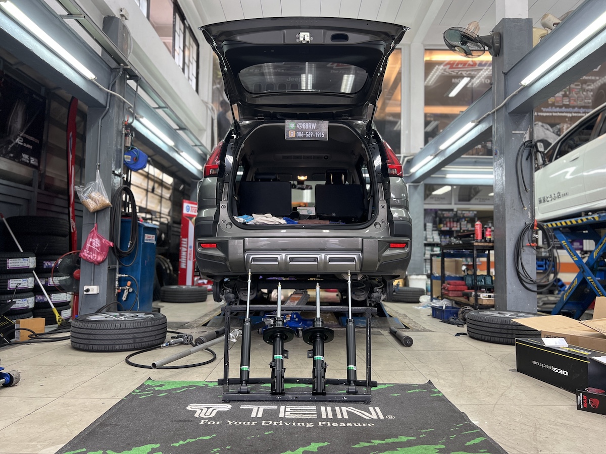 Honda CRV Gen3 | โช้คอัพ Tein EnduraPro Basic | คืนความหนึบแน่น มั่นใจทุกโค้ง - ยางเจริญรุ่งเรือง นนทบุรี Honda CRV Gen3 คันนี้...อัปเกรดความหนึบ คืนความมั่นใจ! ใครใช้ Honda CRV Gen3 แล้วรู้สึกว่ารถเริ่มยวบยาบ โยนตัวมาก หรือไม่มั่นใจเมื่อเข้าโค้ง... ถึงเวลาเปลี่ยนโช้คอัพใหม่ เพื่อการขับขี่ที่มั่นใจและสบายกว่าที่เคย! เราขอแนะนำชุดอัปเกรดโช้คอัพที่ครบจบในชุดเดียว! ติดตั้งโช้คอัพ Tein EnduraPro Basic พร้อมอะไหล่ส่วนควบใหม่ครบชุด สิ่งที่จะได้รับหลังจากติดตั้ง: ฟีลลิ่งหนึบแน่นสไตล์ญี่ปุ่น: โช้คอัพ Tein EnduraPro Basic ให้ความหนึบแน่นที่เหนือกว่าโช้คเดิม แต่ยังคงความนุ่มนวลไว้ เทคโนโลยี H.B.S.: ช่วยดูดซับแรงกระแทกในจังหวะยุบตัวสุด ลดอาการกระดอนเมื่อเจอหลุมหรือคอสะพาน คุณภาพมาตรฐาน OEM: ผลิตจากวัสดุคุณภาพสูง ทนทาน และติดตั้งแทนของเดิมได้ทันที ไม่ต้องดัดแปลง ความมั่นคงที่เพิ่มขึ้น: รถทรงตัวได้นิ่งขึ้น เข้าโค้งมั่นใจ ลดอาการโคลงเคลงของรถ SUV เหมาะสำหรับใคร? เจ้าของ CRV Gen3 ที่ต้องการความหนึบและมั่นคงในการขับขี่ประจำวัน ผู้ที่ต้องการอัปเกรดความทนทานและความปลอดภัยของช่วงล่าง โดยไม่ต้องการโหลดเตี้ย สำหรับเจ้าของ CRV ที่อยากได้ฟีลลิ่งขับขี่ที่มั่นใจกว่าเดิม Tein EnduraPro Basic คือคำตอบ! สอบถามข้อมูลเพิ่มเติม หรือนัดหมายเข้ารับบริการ ️ : 08-6569-1915 ️ : 08-6544-5963 Line id : @88rw Location : https://goo.gl/maps/HrNUAZXPN94KvxZ98 Facebook : https://www.facebook.com/88rwtire #Honda #CRV #CRVGen3 #Tein #EnduraPro #โช้คอัพ #ช่วงล่าง #ยางเจริญรุ่งเรือง #นนทบุรี #งามวงศ์วาน #ตั้งศูนย์ #อะไหล่ช่วงล่าง Honda CRV Gen3 | โช้คอัพ Tein EnduraPro Basic | คืนความหนึบแน่น มั่นใจทุกโค้ง - ยางเจริญรุ่งเรือง นนทบุรี Honda CRV Gen3 คันนี้...อัปเกรดความหนึบ คืนความมั่นใจ! ใครใช้ Honda CRV Gen3 แล้วรู้สึกว่ารถเริ่มยวบยาบ โยนตัวมาก หรือไม่มั่นใจเมื่อเข้าโค้ง... ถึงเวลาเปลี่ยนโช้คอัพใหม่ เพื่อการขับขี่ที่มั่นใจและสบายกว่าที่เคย! เราขอแนะนำชุดอัปเกรดโช้คอัพที่ครบจบในชุดเดียว! ติดตั้งโช้คอัพ Tein EnduraPro Basic พร้อมอะไหล่ส่วนควบใหม่ครบชุด สิ่งที่จะได้รับหลังจากติดตั้ง: ฟีลลิ่งหนึบแน่นสไตล์ญี่ปุ่น: โช้คอัพ Tein EnduraPro Basic ให้ความหนึบแน่นที่เหนือกว่าโช้คเดิม แต่ยังคงความนุ่มนวลไว้ เทคโนโลยี H.B.S.: ช่วยดูดซับแรงกระแทกในจังหวะยุบตัวสุด ลดอาการกระดอนเมื่อเจอหลุมหรือคอสะพาน คุณภาพมาตรฐาน OEM: ผลิตจากวัสดุคุณภาพสูง ทนทาน และติดตั้งแทนของเดิมได้ทันที ไม่ต้องดัดแปลง ความมั่นคงที่เพิ่มขึ้น: รถทรงตัวได้นิ่งขึ้น เข้าโค้งมั่นใจ ลดอาการโคลงเคลงของรถ SUV เหมาะสำหรับใคร? เจ้าของ CRV Gen3 ที่ต้องการความหนึบและมั่นคงในการขับขี่ประจำวัน ผู้ที่ต้องการอัปเกรดความทนทานและความปลอดภัยของช่วงล่าง โดยไม่ต้องการโหลดเตี้ย สำหรับเจ้าของ CRV ที่อยากได้ฟีลลิ่งขับขี่ที่มั่นใจกว่าเดิม Tein EnduraPro Basic คือคำตอบ! สอบถามข้อมูลเพิ่มเติม หรือนัดหมายเข้ารับบริการ ️ : 08-6569-1915 ️ : 08-6544-5963 Line id : @88rw Location : https://goo.gl/maps/HrNUAZXPN94KvxZ98 Facebook : https://www.facebook.com/88rwtire #Honda #CRV #CRVGen3 #Tein #EnduraPro #โช้คอัพ #ช่วงล่าง #ยางเจริญรุ่งเรือง #นนทบุรี #งามวงศ์วาน #ตั้งศูนย์ #อะไหล่ช่วงล่าง