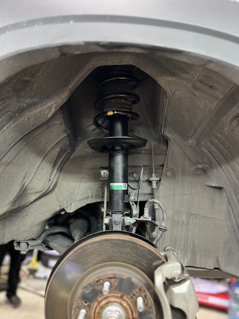 Honda CRV Gen3 | โช้คอัพ Tein EnduraPro Basic | คืนความหนึบแน่น มั่นใจทุกโค้ง - ยางเจริญรุ่งเรือง นนทบุรี Honda CRV Gen3 คันนี้...อัปเกรดความหนึบ คืนความมั่นใจ! ใครใช้ Honda CRV Gen3 แล้วรู้สึกว่ารถเริ่มยวบยาบ โยนตัวมาก หรือไม่มั่นใจเมื่อเข้าโค้ง... ถึงเวลาเปลี่ยนโช้คอัพใหม่ เพื่อการขับขี่ที่มั่นใจและสบายกว่าที่เคย! เราขอแนะนำชุดอัปเกรดโช้คอัพที่ครบจบในชุดเดียว! ติดตั้งโช้คอัพ Tein EnduraPro Basic พร้อมอะไหล่ส่วนควบใหม่ครบชุด สิ่งที่จะได้รับหลังจากติดตั้ง: ฟีลลิ่งหนึบแน่นสไตล์ญี่ปุ่น: โช้คอัพ Tein EnduraPro Basic ให้ความหนึบแน่นที่เหนือกว่าโช้คเดิม แต่ยังคงความนุ่มนวลไว้ เทคโนโลยี H.B.S.: ช่วยดูดซับแรงกระแทกในจังหวะยุบตัวสุด ลดอาการกระดอนเมื่อเจอหลุมหรือคอสะพาน คุณภาพมาตรฐาน OEM: ผลิตจากวัสดุคุณภาพสูง ทนทาน และติดตั้งแทนของเดิมได้ทันที ไม่ต้องดัดแปลง ความมั่นคงที่เพิ่มขึ้น: รถทรงตัวได้นิ่งขึ้น เข้าโค้งมั่นใจ ลดอาการโคลงเคลงของรถ SUV เหมาะสำหรับใคร? เจ้าของ CRV Gen3 ที่ต้องการความหนึบและมั่นคงในการขับขี่ประจำวัน ผู้ที่ต้องการอัปเกรดความทนทานและความปลอดภัยของช่วงล่าง โดยไม่ต้องการโหลดเตี้ย สำหรับเจ้าของ CRV ที่อยากได้ฟีลลิ่งขับขี่ที่มั่นใจกว่าเดิม Tein EnduraPro Basic คือคำตอบ! สอบถามข้อมูลเพิ่มเติม หรือนัดหมายเข้ารับบริการ ️ : 08-6569-1915 ️ : 08-6544-5963 Line id : @88rw Location : https://goo.gl/maps/HrNUAZXPN94KvxZ98 Facebook : https://www.facebook.com/88rwtire #Honda #CRV #CRVGen3 #Tein #EnduraPro #โช้คอัพ #ช่วงล่าง #ยางเจริญรุ่งเรือง #นนทบุรี #งามวงศ์วาน #ตั้งศูนย์ #อะไหล่ช่วงล่าง Honda CRV Gen3 | โช้คอัพ Tein EnduraPro Basic | คืนความหนึบแน่น มั่นใจทุกโค้ง - ยางเจริญรุ่งเรือง นนทบุรี Honda CRV Gen3 คันนี้...อัปเกรดความหนึบ คืนความมั่นใจ! ใครใช้ Honda CRV Gen3 แล้วรู้สึกว่ารถเริ่มยวบยาบ โยนตัวมาก หรือไม่มั่นใจเมื่อเข้าโค้ง... ถึงเวลาเปลี่ยนโช้คอัพใหม่ เพื่อการขับขี่ที่มั่นใจและสบายกว่าที่เคย! เราขอแนะนำชุดอัปเกรดโช้คอัพที่ครบจบในชุดเดียว! ติดตั้งโช้คอัพ Tein EnduraPro Basic พร้อมอะไหล่ส่วนควบใหม่ครบชุด สิ่งที่จะได้รับหลังจากติดตั้ง: ฟีลลิ่งหนึบแน่นสไตล์ญี่ปุ่น: โช้คอัพ Tein EnduraPro Basic ให้ความหนึบแน่นที่เหนือกว่าโช้คเดิม แต่ยังคงความนุ่มนวลไว้ เทคโนโลยี H.B.S.: ช่วยดูดซับแรงกระแทกในจังหวะยุบตัวสุด ลดอาการกระดอนเมื่อเจอหลุมหรือคอสะพาน คุณภาพมาตรฐาน OEM: ผลิตจากวัสดุคุณภาพสูง ทนทาน และติดตั้งแทนของเดิมได้ทันที ไม่ต้องดัดแปลง ความมั่นคงที่เพิ่มขึ้น: รถทรงตัวได้นิ่งขึ้น เข้าโค้งมั่นใจ ลดอาการโคลงเคลงของรถ SUV เหมาะสำหรับใคร? เจ้าของ CRV Gen3 ที่ต้องการความหนึบและมั่นคงในการขับขี่ประจำวัน ผู้ที่ต้องการอัปเกรดความทนทานและความปลอดภัยของช่วงล่าง โดยไม่ต้องการโหลดเตี้ย สำหรับเจ้าของ CRV ที่อยากได้ฟีลลิ่งขับขี่ที่มั่นใจกว่าเดิม Tein EnduraPro Basic คือคำตอบ! สอบถามข้อมูลเพิ่มเติม หรือนัดหมายเข้ารับบริการ ️ : 08-6569-1915 ️ : 08-6544-5963 Line id : @88rw Location : https://goo.gl/maps/HrNUAZXPN94KvxZ98 Facebook : https://www.facebook.com/88rwtire #Honda #CRV #CRVGen3 #Tein #EnduraPro #โช้คอัพ #ช่วงล่าง #ยางเจริญรุ่งเรือง #นนทบุรี #งามวงศ์วาน #ตั้งศูนย์ #อะไหล่ช่วงล่าง