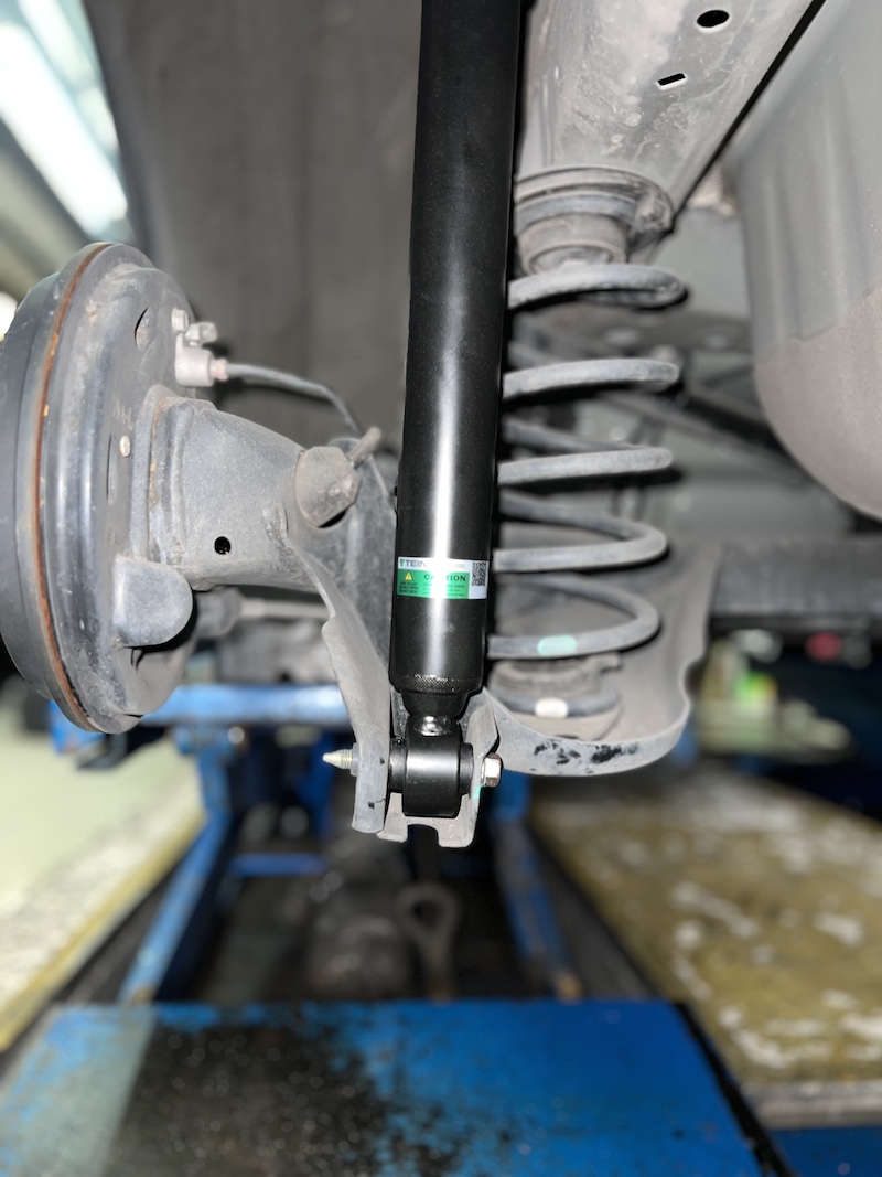 HONDA JAZZ GK เปลี่ยนโช้คอัพ หน้า หลังใช้งานแทนชุดเดิม ติดตั้งโช้คอัพ Tein EnduraPro Basic พร้อมอะไหล่ส่วนควบใหม่ทั้งหมด สิ่งที่จะได้รับหลังจากติดตั้ง: ฟีลลิ่งหนึบแน่นสไตล์ญี่ปุ่น: โช้คอัพ Tein EnduraPro Basic ให้ความหนึบแน่นที่เหนือกว่าโช้คเดิม แต่ยังคงความนุ่มนวลไว้ เทคโนโลยี H.B.S.: ช่วยดูดซับแรงกระแทกในจังหวะยุบตัวสุด ลดอาการกระดอนเมื่อเจอหลุมหรือคอสะพาน คุณภาพมาตรฐาน OEM: ผลิตจากวัสดุคุณภาพสูง ทนทาน และติดตั้งแทนของเดิมได้ทันที ไม่ต้องดัดแปลง ความมั่นคงที่เพิ่มขึ้น: รถทรงตัวได้นิ่งขึ้น เข้าโค้งมั่นใจ ลดอาการโคลงเคลง เหมาะสำหรับใคร? เจ้าของ Jazz GK ที่ต้องการความหนึบและมั่นคงในการขับขี่ประจำวัน ผู้ที่ต้องการอัปเกรดความทนทานและความปลอดภัยของช่วงล่าง โดยไม่ต้องการโหลดเตี้ย สำหรับเจ้าของ Jazz ที่อยากได้ฟีลลิ่งขับขี่ที่มั่นใจกว่าเดิม Tein EnduraPro Basic คือคำตอบ! สอบถามข้อมูลเพิ่มเติม หรือนัดหมายเข้ารับบริการ ️ : 08-6569-1915 ️ : 08-6544-5963 Line id : @88rw Location : https://goo.gl/maps/HrNUAZXPN94KvxZ98 Facebook : https://www.facebook.com/88rwtire #Honda #Jazz #JazzGK #Tein #EnduraPro #โช้คอัพ #ช่วงล่าง #ยางเจริญรุ่งเรือง #นนทบุรี #งามวงศ์วาน #ยางรถยนต์นนทบุรี #ช่วงล่างรถยนต์ #โช้คอัพรถยนต์ HONDA JAZZ GK เปลี่ยนโช้คอัพ หน้า หลังใช้งานแทนชุดเดิม ติดตั้งโช้คอัพ Tein EnduraPro Basic พร้อมอะไหล่ส่วนควบใหม่ทั้งหมด สิ่งที่จะได้รับหลังจากติดตั้ง: ฟีลลิ่งหนึบแน่นสไตล์ญี่ปุ่น: โช้คอัพ Tein EnduraPro Basic ให้ความหนึบแน่นที่เหนือกว่าโช้คเดิม แต่ยังคงความนุ่มนวลไว้ เทคโนโลยี H.B.S.: ช่วยดูดซับแรงกระแทกในจังหวะยุบตัวสุด ลดอาการกระดอนเมื่อเจอหลุมหรือคอสะพาน คุณภาพมาตรฐาน OEM: ผลิตจากวัสดุคุณภาพสูง ทนทาน และติดตั้งแทนของเดิมได้ทันที ไม่ต้องดัดแปลง ความมั่นคงที่เพิ่มขึ้น: รถทรงตัวได้นิ่งขึ้น เข้าโค้งมั่นใจ ลดอาการโคลงเคลง เหมาะสำหรับใคร? เจ้าของ Jazz GK ที่ต้องการความหนึบและมั่นคงในการขับขี่ประจำวัน ผู้ที่ต้องการอัปเกรดความทนทานและความปลอดภัยของช่วงล่าง โดยไม่ต้องการโหลดเตี้ย สำหรับเจ้าของ Jazz ที่อยากได้ฟีลลิ่งขับขี่ที่มั่นใจกว่าเดิม Tein EnduraPro Basic คือคำตอบ! สอบถามข้อมูลเพิ่มเติม หรือนัดหมายเข้ารับบริการ ️ : 08-6569-1915 ️ : 08-6544-5963 Line id : @88rw Location : https://goo.gl/maps/HrNUAZXPN94KvxZ98 Facebook : https://www.facebook.com/88rwtire #Honda #Jazz #JazzGK #Tein #EnduraPro #โช้คอัพ #ช่วงล่าง #ยางเจริญรุ่งเรือง #นนทบุรี #งามวงศ์วาน #ยางรถยนต์นนทบุรี #ช่วงล่างรถยนต์ #โช้คอัพรถยนต์