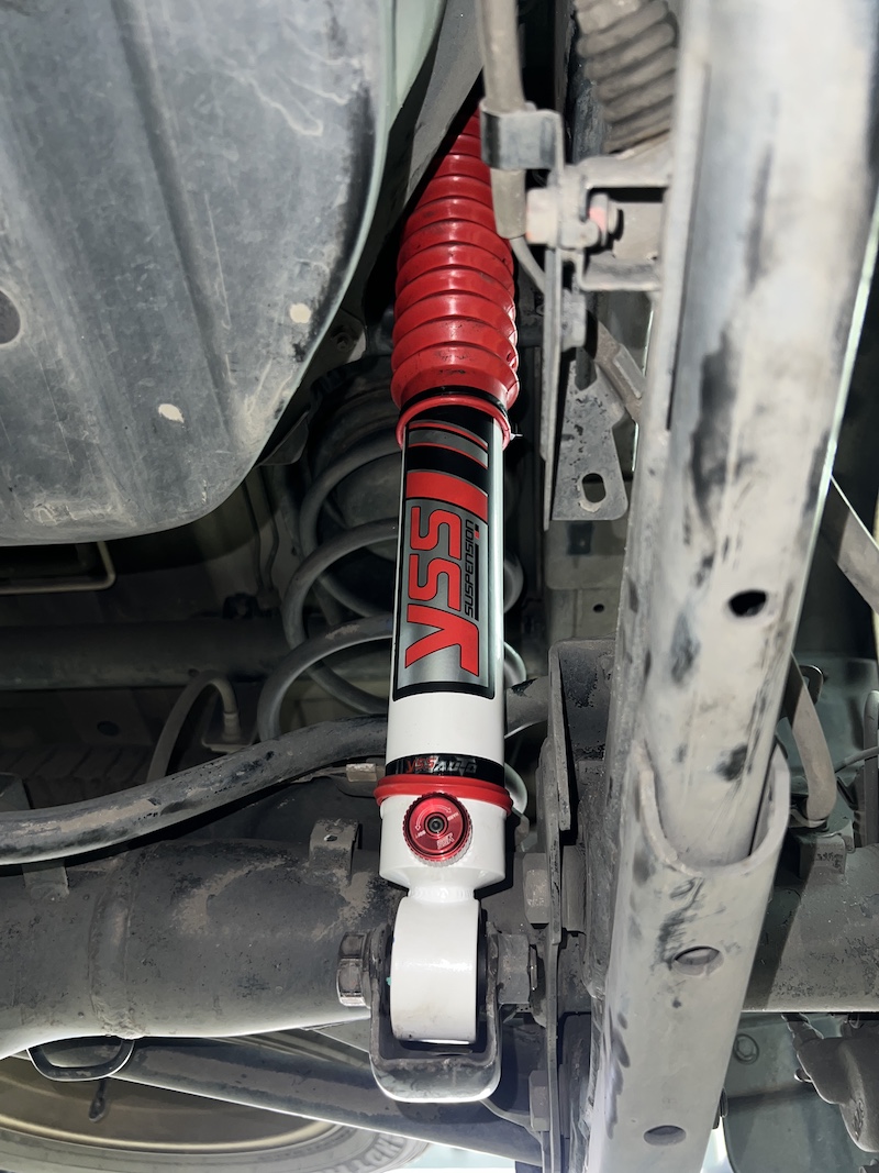 ติดตั้งโช้คอัพ YSS DTG Plus ปรับ 7 ระดับ สำหรับ Mitsubishi Pajero คืนความหนึบแน่น ที่ร้านยางเจริญรุ่งเรือง นนทบุรี