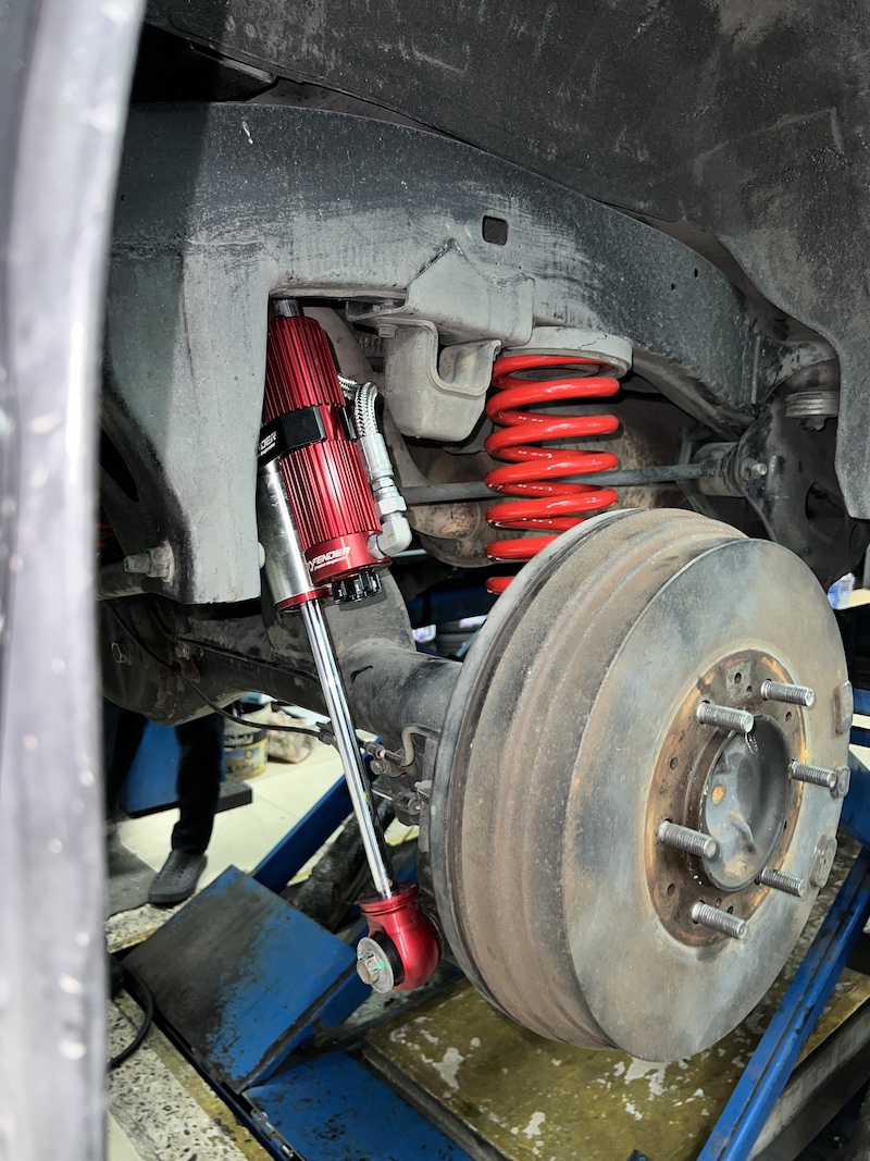 Fortuner Champ ติดตั้งชุดโช้คอัพ Profender ชุดท็อป พร้อมสปริง YSS Performance สิ่งที่จะได้รับหลังจากติดตั้ง: คู่หน้า Queen Series (ปรับ 16 ระดับ): เน้นความ นุ่มนวลสูงสุด ขับสบายสไตล์รถครอบครัว ปรับฟีลลิ่งได้ละเอียด คู่หลัง Piggyback (ปรับ 8 ระดับ): เพิ่มความ หนึบแน่น และ การทรงตัว ที่ยอดเยี่ยม ด้วยซับแทงก์ช่วยระบายความร้อน ทำให้สมรรถนะคงที่แม้เดินทางไกล สปริง YSS Performance: ออกแบบมาเพื่อ บาลานซ์น้ำหนัก และทำงานร่วมกับโช้คอัพได้อย่างสมบูรณ์แบบ ฟีลลิ่งที่ได้: หนึบนวล ลงตัว รถไม่โคลงเคลง เข้าโค้งมั่นใจ ผู้โดยสารนั่งสบาย เหมาะสำหรับใคร? เจ้าของ Fortuner ที่ใช้งานหลากหลาย ทั้งในเมืองและเดินทางไกล ผู้ที่ต้องการ ช่วงล่างที่สามารถปรับจูนได้ละเอียด เพื่อหาจุดที่ลงตัวที่สุดสำหรับรถของตัวเอง  ยกระดับรถคุณให้เหนือกว่าใคร ด้วยบริการติดตั้งชุดใหญ่จาก #ยางเจริญรุ่งเรือง  สอบถามข้อมูลเพิ่มเติม หรือนัดหมายเข้ารับบริการ ️ : 08-6569-1915 ️ : 08-6544-5963  Line id : @88rw  Location : https://goo.gl/maps/HrNUAZXPN94KvxZ98  Facebook : https://www.facebook.com/88rwtire #Toyota #Fortuner #Profender #QueenSeries #Piggyback #YSS #โช้คอัพ #ช่วงล่าง #ยางเจริญรุ่งเรือง #นนทบุรี #งามวงศ์วาน