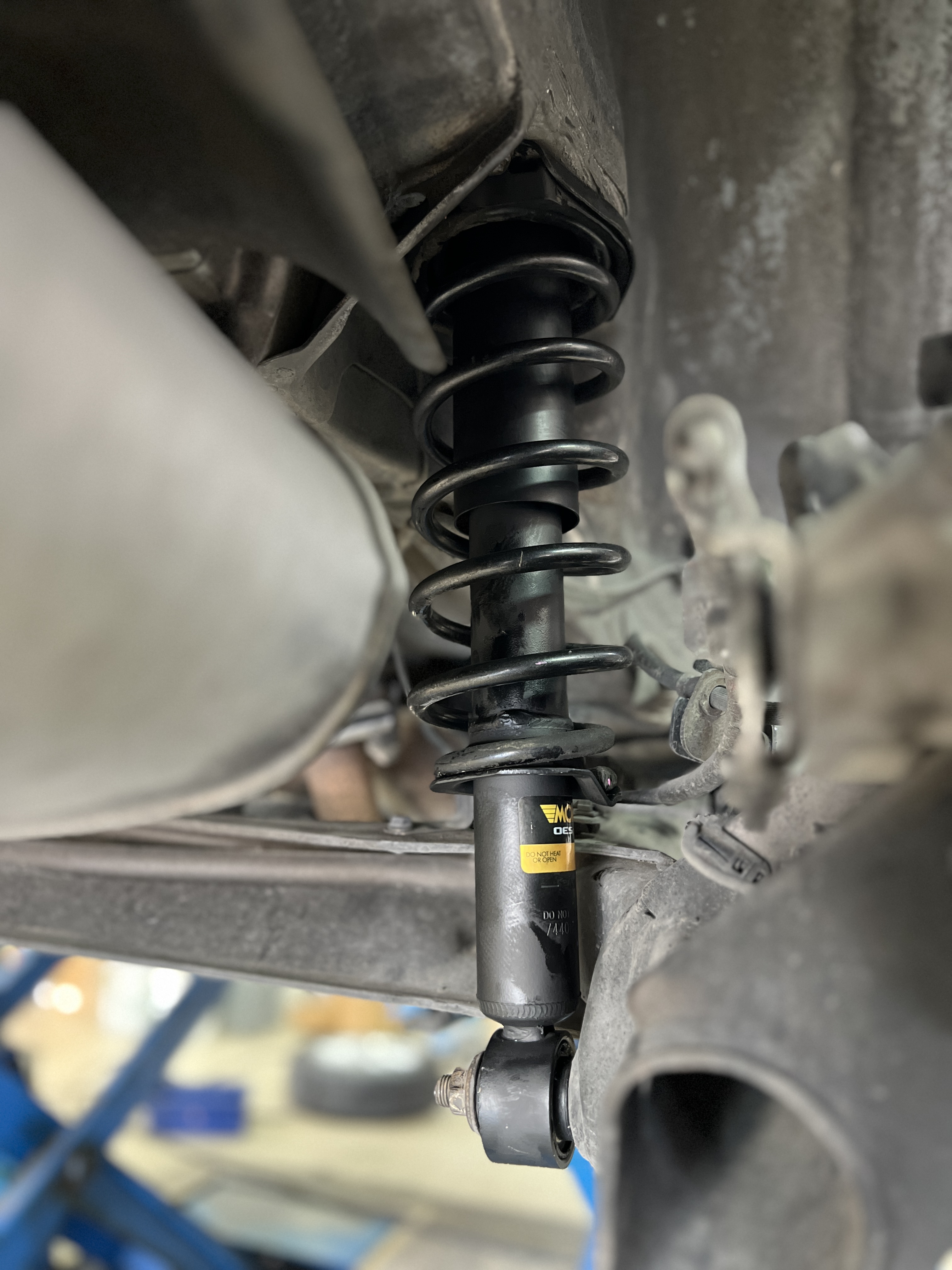 Toyota Altis 2008 | โช้คอัพ Monroe OE Spectrum | คืนฟีลลิ่งรถยุโรป นุ่มสบาย | ติดตั้งตั้งศูนย์ นนทบุรี ใครใช้ Toyota Altis (รุ่นปี 2008) แล้วฝันอยากได้ช่วงล่างที่ นุ่มนวล, ขับสบาย, และมั่นคง สไตล์รถยุโรป... โช้คอัพ Monroe OE Spectrum คือคำตอบที่ถูกค้นหามากที่สุด! ติดตั้งโช้คอัพ Monroe OE Spectrum (พร้อมอะไหล่ส่วนควบใหม่ครบชุด) สิ่งที่จะได้รับหลังจากติดตั้ง: ฟีลลิ่งแบบรถยุโรปแท้: โช้คอัพ Monroe OE Spectrum ให้ความ นุ่มนวล และยืดหยุ่นสูง ขับสบายในทุกสภาพถนน ไร้กังวลเรื่องเสียง: เทคโนโลยี ICV ช่วยลดแรงสั่นสะเทือนและเสียงรบกวนในห้องโดยสาร ทำให้การขับขี่เงียบขึ้น ความมั่นคงที่เพิ่มขึ้น: รถทรงตัวได้นิ่งขึ้น ลดอาการโคลงเคลง เข้าโค้งมั่นใจ จบครบในที่เดียว: ติดตั้งโดยทีมช่างผู้เชี่ยวชาญ พร้อมบริการ ตั้งศูนย์ (Hunter) ที่ร้าน ยางเจริญรุ่งเรือง นนทบุรี เหมาะสำหรับใคร? เจ้าของ Altis ที่ต้องการ ความสบายสูงสุด ในการขับขี่ประจำวัน ผู้ที่ต้องการอัปเกรดช่วงล่างให้ได้ฟีลลิ่ง "หนึบ นุ่ม" ที่เหนือกว่าโช้คเดิม เปลี่ยนรถคุณให้ขับขี่สนุกและสบายกว่าเดิม! นัดหมายเข้ารับบริการได้เลยครับ สอบถามข้อมูลเพิ่มเติม หรือนัดหมายเข้ารับบริการ ️ : 08-6569-1915 ️ : 08-6544-5963 Line id : @88rw Location : https://goo.gl/maps/HrNUAZXPN94KvxZ98 Facebook : https://www.facebook.com/88rwtire #Toyota #Altis #Altis2008 #Monroe #OESpectrum #โช้คอัพ #ช่วงล่าง #ยางเจริญรุ่งเรือง #นนทบุรี #งามวงศ์วาน #ตั้งศูนย์ #รถยุโรป #ร้านซ่อมช่วงล่างดีๆใกล้ฉัน Toyota Altis 2008 | โช้คอัพ Monroe OE Spectrum | คืนฟีลลิ่งรถยุโรป นุ่มสบาย | ติดตั้งตั้งศูนย์ นนทบุรี ใครใช้ Toyota Altis (รุ่นปี 2008) แล้วฝันอยากได้ช่วงล่างที่ นุ่มนวล, ขับสบาย, และมั่นคง สไตล์รถยุโรป... โช้คอัพ Monroe OE Spectrum คือคำตอบที่ถูกค้นหามากที่สุด! ติดตั้งโช้คอัพ Monroe OE Spectrum (พร้อมอะไหล่ส่วนควบใหม่ครบชุด) สิ่งที่จะได้รับหลังจากติดตั้ง: ฟีลลิ่งแบบรถยุโรปแท้: โช้คอัพ Monroe OE Spectrum ให้ความ นุ่มนวล และยืดหยุ่นสูง ขับสบายในทุกสภาพถนน ไร้กังวลเรื่องเสียง: เทคโนโลยี ICV ช่วยลดแรงสั่นสะเทือนและเสียงรบกวนในห้องโดยสาร ทำให้การขับขี่เงียบขึ้น ความมั่นคงที่เพิ่มขึ้น: รถทรงตัวได้นิ่งขึ้น ลดอาการโคลงเคลง เข้าโค้งมั่นใจ จบครบในที่เดียว: ติดตั้งโดยทีมช่างผู้เชี่ยวชาญ พร้อมบริการ ตั้งศูนย์ (Hunter) ที่ร้าน ยางเจริญรุ่งเรือง นนทบุรี เหมาะสำหรับใคร? เจ้าของ Altis ที่ต้องการ ความสบายสูงสุด ในการขับขี่ประจำวัน ผู้ที่ต้องการอัปเกรดช่วงล่างให้ได้ฟีลลิ่ง "หนึบ นุ่ม" ที่เหนือกว่าโช้คเดิม เปลี่ยนรถคุณให้ขับขี่สนุกและสบายกว่าเดิม! นัดหมายเข้ารับบริการได้เลยครับ สอบถามข้อมูลเพิ่มเติม หรือนัดหมายเข้ารับบริการ ️ : 08-6569-1915 ️ : 08-6544-5963 Line id : @88rw Location : https://goo.gl/maps/HrNUAZXPN94KvxZ98 Facebook : https://www.facebook.com/88rwtire #Toyota #Altis #Altis2008 #Monroe #OESpectrum #โช้คอัพ #ช่วงล่าง #ยางเจริญรุ่งเรือง #นนทบุรี #งามวงศ์วาน #ตั้งศูนย์ #รถยุโรป #ร้านซ่อมช่วงล่างดีๆใกล้ฉัน